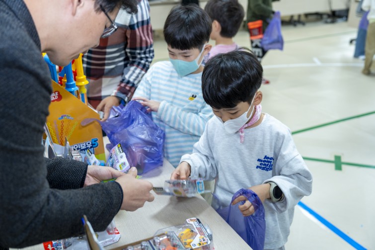 YTo1ODp7czo4OiJGaWxlTmFtZSI7czo0MDoiMDRmOGQ1NWEtNTA2Zi00N2M3LTk1MDktNmU0M2Q2YzEyYjJjLmpwZyI7czoxMjoiRmlsZURhdGVUaW1lIjtpOjE3NjQzMTgxMDU7czo4OiJGaWxlU2l6ZSI7aToxMjYyMTUwO3M6ODoiRmlsZVR5cGUiO2k6MjtzOjg6Ik1pbWVUeXBlIjtzOjEwOiJpbWFnZS9qcGVnIjtzOjEzOiJTZWN0aW9uc0ZvdW5kIjtzOjMwOiJBTllfVEFHLCBJRkQwLCBUSFVNQk5BSUwsIEVYSUYiO3M6ODoiQ09NUFVURUQiO2E6OTp7czo0OiJodG1sIjtzOjI2OiJ3aWR0aD0iMTc1MiIgaGVpZ2h0PSIxMTY4IiI7czo2OiJIZWlnaHQiO2k6MTE2ODtzOjU6IldpZHRoIjtpOjE3NTI7czo3OiJJc0NvbG9yIjtpOjE7czoxNzoiQnl0ZU9yZGVyTW90b3JvbGEiO2k6MDtzOjE1OiJBcGVydHVyZUZOdW1iZXIiO3M6NToiZi8zLjIiO3M6OToiQ29weXJpZ2h0IjtzOjQ6IllBQkMiO3M6MTg6IlRodW1ibmFpbC5GaWxlVHlwZSI7aToyO3M6MTg6IlRodW1ibmFpbC5NaW1lVHlwZSI7czoxMDoiaW1hZ2UvanBlZyI7fXM6NDoiTWFrZSI7czo0OiJTT05ZIjtzOjU6Ik1vZGVsIjtzOjg6IklMQ0UtN000IjtzOjExOiJYUmVzb2x1dGlvbiI7czo1OiIyNDAvMSI7czoxMToiWVJlc29sdXRpb24iO3M6NToiMjQwLzEiO3M6MTQ6IlJlc29sdXRpb25Vbml0IjtpOjI7czo4OiJTb2Z0d2FyZSI7czo1MjoiQWRvYmUgUGhvdG9zaG9wIExpZ2h0cm9vbSBDbGFzc2ljIDE1LjAuMSAoTWFjaW50b3NoKSI7czo4OiJEYXRlVGltZSI7czoxOToiMjAyNToxMToyOCAxNzoxNTo1NiI7czo2OiJBcnRpc3QiO3M6NzoiWUFCQ19TRyI7czo5OiJDb3B5cmlnaHQiO3M6NDoiWUFCQyI7czoxNjoiRXhpZl9JRkRfUG9pbnRlciI7aToyNTQ7czo5OiJUSFVNQk5BSUwiO2E6Njp7czoxMToiQ29tcHJlc3Npb24iO2k6NjtzOjExOiJYUmVzb2x1dGlvbiI7czo0OiI3Mi8xIjtzOjExOiJZUmVzb2x1dGlvbiI7czo0OiI3Mi8xIjtzOjE0OiJSZXNvbHV0aW9uVW5pdCI7aToyO3M6MjE6IkpQRUdJbnRlcmNoYW5nZUZvcm1hdCI7aToxMDQwO3M6Mjc6IkpQRUdJbnRlcmNoYW5nZUZvcm1hdExlbmd0aCI7aToxNzk0Mzt9czoxMjoiRXhwb3N1cmVUaW1lIjtzOjU6IjEvMTI1IjtzOjc6IkZOdW1iZXIiO3M6NToiMzIvMTAiO3M6MTU6IkV4cG9zdXJlUHJvZ3JhbSI7aToxO3M6MTU6IklTT1NwZWVkUmF0aW5ncyI7aTo2NDA7czoxOToiVW5kZWZpbmVkVGFnOjB4ODgzMCI7aToyO3M6MTk6IlVuZGVmaW5lZFRhZzoweDg4MzIiO2k6NjQwO3M6MTE6IkV4aWZWZXJzaW9uIjtzOjQ6IjAyMzIiO3M6MTY6IkRhdGVUaW1lT3JpZ2luYWwiO3M6MTk6IjIwMjU6MTE6MjMgMTI6MzA6MDYiO3M6MTc6IkRhdGVUaW1lRGlnaXRpemVkIjtzOjE5OiIyMDI1OjExOjIzIDEyOjMwOjA2IjtzOjE5OiJVbmRlZmluZWRUYWc6MHg5MDEwIjtzOjY6IiswOTowMCI7czoxOToiVW5kZWZpbmVkVGFnOjB4OTAxMSI7czo2OiIrMDk6MDAiO3M6MTk6IlVuZGVmaW5lZFRhZzoweDkwMTIiO3M6NjoiKzA5OjAwIjtzOjE3OiJTaHV0dGVyU3BlZWRWYWx1ZSI7czoxNToiNjk2NTc4NC8xMDAwMDAwIjtzOjEzOiJBcGVydHVyZVZhbHVlIjtzOjE1OiIzMzU2MTQ0LzEwMDAwMDAiO3M6MTU6IkJyaWdodG5lc3NWYWx1ZSI7czo5OiI3ODY0LzI1NjAiO3M6MTc6IkV4cG9zdXJlQmlhc1ZhbHVlIjtzOjQ6IjAvMTAiO3M6MTY6Ik1heEFwZXJ0dXJlVmFsdWUiO3M6NzoiNzYwLzI1NiI7czoxMjoiTWV0ZXJpbmdNb2RlIjtpOjU7czoxMToiTGlnaHRTb3VyY2UiO2k6MDtzOjU6IkZsYXNoIjtpOjE2O3M6MTE6IkZvY2FsTGVuZ3RoIjtzOjY6IjM4MC8xMCI7czoxODoiU3ViU2VjVGltZU9yaWdpbmFsIjtzOjM6IjE5MyI7czoxOToiU3ViU2VjVGltZURpZ2l0aXplZCI7czozOiIxOTMiO3M6MTA6IkNvbG9yU3BhY2UiO2k6NjU1MzU7czoyMToiRm9jYWxQbGFuZVhSZXNvbHV0aW9uIjtzOjE0OiI2NDQ0OTMzOS8zMjc2OCI7czoyMToiRm9jYWxQbGFuZVlSZXNvbHV0aW9uIjtzOjE0OiI2NDQ0OTMzOS8zMjc2OCI7czoyNDoiRm9jYWxQbGFuZVJlc29sdXRpb25Vbml0IjtpOjM7czoxMDoiRmlsZVNvdXJjZSI7czoxOiIDIjtzOjk6IlNjZW5lVHlwZSI7czoxOiIBIjtzOjE0OiJDdXN0b21SZW5kZXJlZCI7aTowO3M6MTI6IkV4cG9zdXJlTW9kZSI7aToxO3M6MTI6IldoaXRlQmFsYW5jZSI7aToxO3M6MTY6IkRpZ2l0YWxab29tUmF0aW8iO3M6NToiMTYvMTYiO3M6MjE6IkZvY2FsTGVuZ3RoSW4zNW1tRmlsbSI7aTozODtzOjE2OiJTY2VuZUNhcHR1cmVUeXBlIjtpOjA7czo4OiJDb250cmFzdCI7aTowO3M6MTA6IlNhdHVyYXRpb24iO2k6MDtzOjk6IlNoYXJwbmVzcyI7aTowO3M6MTk6IlVuZGVmaW5lZFRhZzoweEE0MzIiO2E6NDp7aTowO3M6NjoiMjQwLzEwIjtpOjE7czo2OiI3MDAvMTAiO2k6MjtzOjU6IjI4LzEwIjtpOjM7czo1OiIyOC8xMCI7fXM6MTk6IlVuZGVmaW5lZFRhZzoweEE0MzQiO3M6MjE6IkZFIDI0LTcwbW0gRjIuOCBHTSBJSSI7fQ==