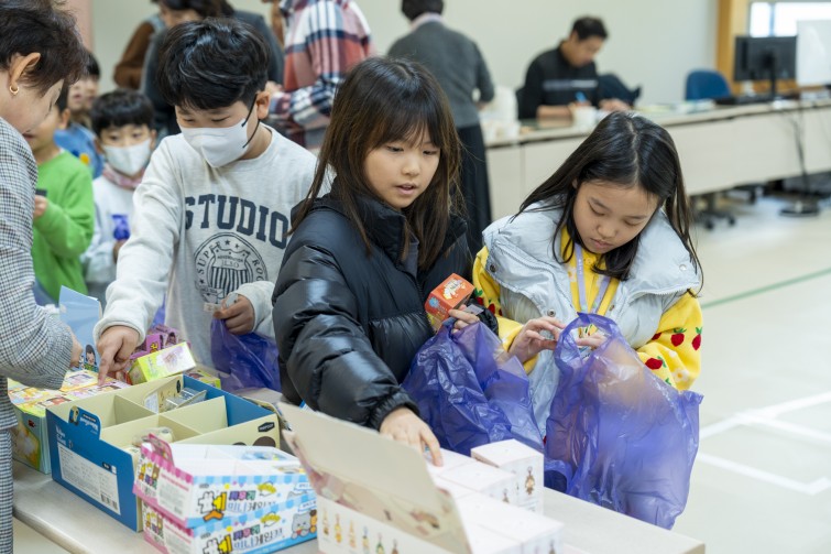 YTo1ODp7czo4OiJGaWxlTmFtZSI7czo0MDoiMGU2YTBhMjMtMjYxNi00MTlmLWEyMjgtNTNkYWU5MmUzNDRmLmpwZyI7czoxMjoiRmlsZURhdGVUaW1lIjtpOjE3NjQzMTgxMDI7czo4OiJGaWxlU2l6ZSI7aToxMzk1NjMzO3M6ODoiRmlsZVR5cGUiO2k6MjtzOjg6Ik1pbWVUeXBlIjtzOjEwOiJpbWFnZS9qcGVnIjtzOjEzOiJTZWN0aW9uc0ZvdW5kIjtzOjMwOiJBTllfVEFHLCBJRkQwLCBUSFVNQk5BSUwsIEVYSUYiO3M6ODoiQ09NUFVURUQiO2E6OTp7czo0OiJodG1sIjtzOjI2OiJ3aWR0aD0iMTc1MiIgaGVpZ2h0PSIxMTY4IiI7czo2OiJIZWlnaHQiO2k6MTE2ODtzOjU6IldpZHRoIjtpOjE3NTI7czo3OiJJc0NvbG9yIjtpOjE7czoxNzoiQnl0ZU9yZGVyTW90b3JvbGEiO2k6MDtzOjE1OiJBcGVydHVyZUZOdW1iZXIiO3M6NToiZi8zLjIiO3M6OToiQ29weXJpZ2h0IjtzOjQ6IllBQkMiO3M6MTg6IlRodW1ibmFpbC5GaWxlVHlwZSI7aToyO3M6MTg6IlRodW1ibmFpbC5NaW1lVHlwZSI7czoxMDoiaW1hZ2UvanBlZyI7fXM6NDoiTWFrZSI7czo0OiJTT05ZIjtzOjU6Ik1vZGVsIjtzOjg6IklMQ0UtN000IjtzOjExOiJYUmVzb2x1dGlvbiI7czo1OiIyNDAvMSI7czoxMToiWVJlc29sdXRpb24iO3M6NToiMjQwLzEiO3M6MTQ6IlJlc29sdXRpb25Vbml0IjtpOjI7czo4OiJTb2Z0d2FyZSI7czo1MjoiQWRvYmUgUGhvdG9zaG9wIExpZ2h0cm9vbSBDbGFzc2ljIDE1LjAuMSAoTWFjaW50b3NoKSI7czo4OiJEYXRlVGltZSI7czoxOToiMjAyNToxMToyOCAxNzoxNTo0MiI7czo2OiJBcnRpc3QiO3M6NzoiWUFCQ19TRyI7czo5OiJDb3B5cmlnaHQiO3M6NDoiWUFCQyI7czoxNjoiRXhpZl9JRkRfUG9pbnRlciI7aToyNTQ7czo5OiJUSFVNQk5BSUwiO2E6Njp7czoxMToiQ29tcHJlc3Npb24iO2k6NjtzOjExOiJYUmVzb2x1dGlvbiI7czo0OiI3Mi8xIjtzOjExOiJZUmVzb2x1dGlvbiI7czo0OiI3Mi8xIjtzOjE0OiJSZXNvbHV0aW9uVW5pdCI7aToyO3M6MjE6IkpQRUdJbnRlcmNoYW5nZUZvcm1hdCI7aToxMDQwO3M6Mjc6IkpQRUdJbnRlcmNoYW5nZUZvcm1hdExlbmd0aCI7aToxOTMwOTt9czoxMjoiRXhwb3N1cmVUaW1lIjtzOjU6IjEvMTI1IjtzOjc6IkZOdW1iZXIiO3M6NToiMzIvMTAiO3M6MTU6IkV4cG9zdXJlUHJvZ3JhbSI7aToxO3M6MTU6IklTT1NwZWVkUmF0aW5ncyI7aTo2NDA7czoxOToiVW5kZWZpbmVkVGFnOjB4ODgzMCI7aToyO3M6MTk6IlVuZGVmaW5lZFRhZzoweDg4MzIiO2k6NjQwO3M6MTE6IkV4aWZWZXJzaW9uIjtzOjQ6IjAyMzIiO3M6MTY6IkRhdGVUaW1lT3JpZ2luYWwiO3M6MTk6IjIwMjU6MTE6MjMgMTI6Mjc6NDAiO3M6MTc6IkRhdGVUaW1lRGlnaXRpemVkIjtzOjE5OiIyMDI1OjExOjIzIDEyOjI3OjQwIjtzOjE5OiJVbmRlZmluZWRUYWc6MHg5MDEwIjtzOjY6IiswOTowMCI7czoxOToiVW5kZWZpbmVkVGFnOjB4OTAxMSI7czo2OiIrMDk6MDAiO3M6MTk6IlVuZGVmaW5lZFRhZzoweDkwMTIiO3M6NjoiKzA5OjAwIjtzOjE3OiJTaHV0dGVyU3BlZWRWYWx1ZSI7czoxNToiNjk2NTc4NC8xMDAwMDAwIjtzOjEzOiJBcGVydHVyZVZhbHVlIjtzOjE1OiIzMzU2MTQ0LzEwMDAwMDAiO3M6MTU6IkJyaWdodG5lc3NWYWx1ZSI7czo5OiI3OTM0LzI1NjAiO3M6MTc6IkV4cG9zdXJlQmlhc1ZhbHVlIjtzOjQ6IjAvMTAiO3M6MTY6Ik1heEFwZXJ0dXJlVmFsdWUiO3M6NzoiNzYwLzI1NiI7czoxMjoiTWV0ZXJpbmdNb2RlIjtpOjU7czoxMToiTGlnaHRTb3VyY2UiO2k6MDtzOjU6IkZsYXNoIjtpOjE2O3M6MTE6IkZvY2FsTGVuZ3RoIjtzOjY6IjU2MC8xMCI7czoxODoiU3ViU2VjVGltZU9yaWdpbmFsIjtzOjM6IjAyNCI7czoxOToiU3ViU2VjVGltZURpZ2l0aXplZCI7czozOiIwMjQiO3M6MTA6IkNvbG9yU3BhY2UiO2k6NjU1MzU7czoyMToiRm9jYWxQbGFuZVhSZXNvbHV0aW9uIjtzOjE0OiI2NDQ0OTMzOS8zMjc2OCI7czoyMToiRm9jYWxQbGFuZVlSZXNvbHV0aW9uIjtzOjE0OiI2NDQ0OTMzOS8zMjc2OCI7czoyNDoiRm9jYWxQbGFuZVJlc29sdXRpb25Vbml0IjtpOjM7czoxMDoiRmlsZVNvdXJjZSI7czoxOiIDIjtzOjk6IlNjZW5lVHlwZSI7czoxOiIBIjtzOjE0OiJDdXN0b21SZW5kZXJlZCI7aTowO3M6MTI6IkV4cG9zdXJlTW9kZSI7aToxO3M6MTI6IldoaXRlQmFsYW5jZSI7aToxO3M6MTY6IkRpZ2l0YWxab29tUmF0aW8iO3M6NToiMTYvMTYiO3M6MjE6IkZvY2FsTGVuZ3RoSW4zNW1tRmlsbSI7aTo1NjtzOjE2OiJTY2VuZUNhcHR1cmVUeXBlIjtpOjA7czo4OiJDb250cmFzdCI7aTowO3M6MTA6IlNhdHVyYXRpb24iO2k6MDtzOjk6IlNoYXJwbmVzcyI7aTowO3M6MTk6IlVuZGVmaW5lZFRhZzoweEE0MzIiO2E6NDp7aTowO3M6NjoiMjQwLzEwIjtpOjE7czo2OiI3MDAvMTAiO2k6MjtzOjU6IjI4LzEwIjtpOjM7czo1OiIyOC8xMCI7fXM6MTk6IlVuZGVmaW5lZFRhZzoweEE0MzQiO3M6MjE6IkZFIDI0LTcwbW0gRjIuOCBHTSBJSSI7fQ==