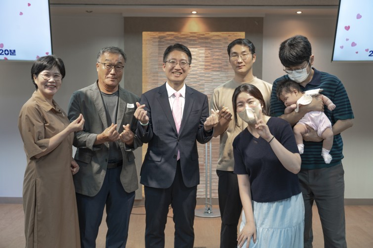 YTo1ODp7czo4OiJGaWxlTmFtZSI7czo0MDoiMWVhZDRlNTQtNTk2My00MTI3LThkZGMtMjg0MGRhMDk3NjhhLmpwZyI7czoxMjoiRmlsZURhdGVUaW1lIjtpOjE3NTkyOTgzMTQ7czo4OiJGaWxlU2l6ZSI7aToxMTQ2MzEwO3M6ODoiRmlsZVR5cGUiO2k6MjtzOjg6Ik1pbWVUeXBlIjtzOjEwOiJpbWFnZS9qcGVnIjtzOjEzOiJTZWN0aW9uc0ZvdW5kIjtzOjMwOiJBTllfVEFHLCBJRkQwLCBUSFVNQk5BSUwsIEVYSUYiO3M6ODoiQ09NUFVURUQiO2E6OTp7czo0OiJodG1sIjtzOjI2OiJ3aWR0aD0iMTc0MCIgaGVpZ2h0PSIxMTYwIiI7czo2OiJIZWlnaHQiO2k6MTE2MDtzOjU6IldpZHRoIjtpOjE3NDA7czo3OiJJc0NvbG9yIjtpOjE7czoxNzoiQnl0ZU9yZGVyTW90b3JvbGEiO2k6MDtzOjE1OiJBcGVydHVyZUZOdW1iZXIiO3M6NToiZi8yLjgiO3M6OToiQ29weXJpZ2h0IjtzOjQ6IllBQkMiO3M6MTg6IlRodW1ibmFpbC5GaWxlVHlwZSI7aToyO3M6MTg6IlRodW1ibmFpbC5NaW1lVHlwZSI7czoxMDoiaW1hZ2UvanBlZyI7fXM6NDoiTWFrZSI7czo0OiJTT05ZIjtzOjU6Ik1vZGVsIjtzOjg6IklMQ0UtN000IjtzOjExOiJYUmVzb2x1dGlvbiI7czo1OiIyNDAvMSI7czoxMToiWVJlc29sdXRpb24iO3M6NToiMjQwLzEiO3M6MTQ6IlJlc29sdXRpb25Vbml0IjtpOjI7czo4OiJTb2Z0d2FyZSI7czo1MjoiQWRvYmUgUGhvdG9zaG9wIExpZ2h0cm9vbSBDbGFzc2ljIDE0LjUuMSAoTWFjaW50b3NoKSI7czo4OiJEYXRlVGltZSI7czoxOToiMjAyNTowOTozMCAxMDoxNTo1OSI7czo2OiJBcnRpc3QiO3M6NzoiWUFCQ19TRyI7czo5OiJDb3B5cmlnaHQiO3M6NDoiWUFCQyI7czoxNjoiRXhpZl9JRkRfUG9pbnRlciI7aToyNTQ7czo5OiJUSFVNQk5BSUwiO2E6Njp7czoxMToiQ29tcHJlc3Npb24iO2k6NjtzOjExOiJYUmVzb2x1dGlvbiI7czo0OiI3Mi8xIjtzOjExOiJZUmVzb2x1dGlvbiI7czo0OiI3Mi8xIjtzOjE0OiJSZXNvbHV0aW9uVW5pdCI7aToyO3M6MjE6IkpQRUdJbnRlcmNoYW5nZUZvcm1hdCI7aToxMDQwO3M6Mjc6IkpQRUdJbnRlcmNoYW5nZUZvcm1hdExlbmd0aCI7aToxNTM0ODt9czoxMjoiRXhwb3N1cmVUaW1lIjtzOjQ6IjEvNjAiO3M6NzoiRk51bWJlciI7czo1OiIyOC8xMCI7czoxNToiRXhwb3N1cmVQcm9ncmFtIjtpOjE7czoxNToiSVNPU3BlZWRSYXRpbmdzIjtpOjI1MDtzOjE5OiJVbmRlZmluZWRUYWc6MHg4ODMwIjtpOjI7czoxOToiVW5kZWZpbmVkVGFnOjB4ODgzMiI7aToyNTA7czoxMToiRXhpZlZlcnNpb24iO3M6NDoiMDIzMiI7czoxNjoiRGF0ZVRpbWVPcmlnaW5hbCI7czoxOToiMjAyNTowOToyOCAxNDowODoyMCI7czoxNzoiRGF0ZVRpbWVEaWdpdGl6ZWQiO3M6MTk6IjIwMjU6MDk6MjggMTQ6MDg6MjAiO3M6MTk6IlVuZGVmaW5lZFRhZzoweDkwMTAiO3M6NjoiKzA5OjAwIjtzOjE5OiJVbmRlZmluZWRUYWc6MHg5MDExIjtzOjY6IiswOTowMCI7czoxOToiVW5kZWZpbmVkVGFnOjB4OTAxMiI7czo2OiIrMDk6MDAiO3M6MTc6IlNodXR0ZXJTcGVlZFZhbHVlIjtzOjE1OiI1OTA2ODkxLzEwMDAwMDAiO3M6MTM6IkFwZXJ0dXJlVmFsdWUiO3M6MTU6IjI5NzA4NTQvMTAwMDAwMCI7czoxNToiQnJpZ2h0bmVzc1ZhbHVlIjtzOjk6IjYzMDQvMjU2MCI7czoxNzoiRXhwb3N1cmVCaWFzVmFsdWUiO3M6NDoiMC8xMCI7czoxNjoiTWF4QXBlcnR1cmVWYWx1ZSI7czo3OiI3NjAvMjU2IjtzOjEyOiJNZXRlcmluZ01vZGUiO2k6NTtzOjExOiJMaWdodFNvdXJjZSI7aToyNTU7czo1OiJGbGFzaCI7aToxMztzOjExOiJGb2NhbExlbmd0aCI7czo2OiI0MzAvMTAiO3M6MTg6IlN1YlNlY1RpbWVPcmlnaW5hbCI7czozOiI2NTQiO3M6MTk6IlN1YlNlY1RpbWVEaWdpdGl6ZWQiO3M6MzoiNjU0IjtzOjEwOiJDb2xvclNwYWNlIjtpOjY1NTM1O3M6MjE6IkZvY2FsUGxhbmVYUmVzb2x1dGlvbiI7czoxNDoiNjQ0NDkzMzkvMzI3NjgiO3M6MjE6IkZvY2FsUGxhbmVZUmVzb2x1dGlvbiI7czoxNDoiNjQ0NDkzMzkvMzI3NjgiO3M6MjQ6IkZvY2FsUGxhbmVSZXNvbHV0aW9uVW5pdCI7aTozO3M6MTA6IkZpbGVTb3VyY2UiO3M6MToiAyI7czo5OiJTY2VuZVR5cGUiO3M6MToiASI7czoxNDoiQ3VzdG9tUmVuZGVyZWQiO2k6MDtzOjEyOiJFeHBvc3VyZU1vZGUiO2k6MTtzOjEyOiJXaGl0ZUJhbGFuY2UiO2k6MTtzOjE2OiJEaWdpdGFsWm9vbVJhdGlvIjtzOjU6IjE2LzE2IjtzOjIxOiJGb2NhbExlbmd0aEluMzVtbUZpbG0iO2k6NDM7czoxNjoiU2NlbmVDYXB0dXJlVHlwZSI7aTowO3M6ODoiQ29udHJhc3QiO2k6MDtzOjEwOiJTYXR1cmF0aW9uIjtpOjA7czo5OiJTaGFycG5lc3MiO2k6MDtzOjE5OiJVbmRlZmluZWRUYWc6MHhBNDMyIjthOjQ6e2k6MDtzOjY6IjI0MC8xMCI7aToxO3M6NjoiNzAwLzEwIjtpOjI7czo1OiIyOC8xMCI7aTozO3M6NToiMjgvMTAiO31zOjE5OiJVbmRlZmluZWRUYWc6MHhBNDM0IjtzOjIxOiJGRSAyNC03MG1tIEYyLjggR00gSUkiO30=