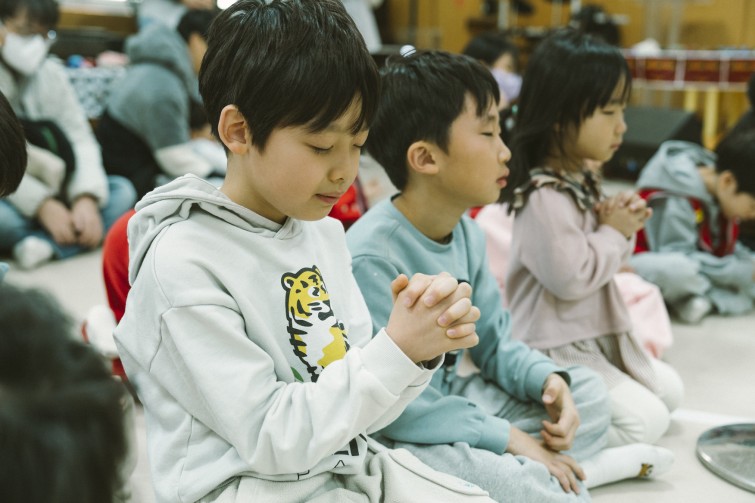 YTo1ODp7czo4OiJGaWxlTmFtZSI7czo0MDoiMjAwMjZiMGMtM2ZkYS00Njc2LWI5YmQtMmYyMmY0MzA0NjdjLmpwZyI7czoxMjoiRmlsZURhdGVUaW1lIjtpOjE3NjUwNzg3NjY7czo4OiJGaWxlU2l6ZSI7aToxMzE3MTM2O3M6ODoiRmlsZVR5cGUiO2k6MjtzOjg6Ik1pbWVUeXBlIjtzOjEwOiJpbWFnZS9qcGVnIjtzOjEzOiJTZWN0aW9uc0ZvdW5kIjtzOjMwOiJBTllfVEFHLCBJRkQwLCBUSFVNQk5BSUwsIEVYSUYiO3M6ODoiQ09NUFVURUQiO2E6OTp7czo0OiJodG1sIjtzOjI2OiJ3aWR0aD0iMTc1MiIgaGVpZ2h0PSIxMTY4IiI7czo2OiJIZWlnaHQiO2k6MTE2ODtzOjU6IldpZHRoIjtpOjE3NTI7czo3OiJJc0NvbG9yIjtpOjE7czoxNzoiQnl0ZU9yZGVyTW90b3JvbGEiO2k6MDtzOjE1OiJBcGVydHVyZUZOdW1iZXIiO3M6NToiZi8yLjgiO3M6OToiQ29weXJpZ2h0IjtzOjQ6IllBQkMiO3M6MTg6IlRodW1ibmFpbC5GaWxlVHlwZSI7aToyO3M6MTg6IlRodW1ibmFpbC5NaW1lVHlwZSI7czoxMDoiaW1hZ2UvanBlZyI7fXM6NDoiTWFrZSI7czo0OiJTT05ZIjtzOjU6Ik1vZGVsIjtzOjg6IklMQ0UtN000IjtzOjExOiJYUmVzb2x1dGlvbiI7czo1OiIyNDAvMSI7czoxMToiWVJlc29sdXRpb24iO3M6NToiMjQwLzEiO3M6MTQ6IlJlc29sdXRpb25Vbml0IjtpOjI7czo4OiJTb2Z0d2FyZSI7czo1MjoiQWRvYmUgUGhvdG9zaG9wIExpZ2h0cm9vbSBDbGFzc2ljIDE1LjAuMSAoTWFjaW50b3NoKSI7czo4OiJEYXRlVGltZSI7czoxOToiMjAyNToxMjowNyAxMjozNTo1MiI7czo2OiJBcnRpc3QiO3M6NzoiWUFCQ19TRyI7czo5OiJDb3B5cmlnaHQiO3M6NDoiWUFCQyI7czoxNjoiRXhpZl9JRkRfUG9pbnRlciI7aToyNTQ7czo5OiJUSFVNQk5BSUwiO2E6Njp7czoxMToiQ29tcHJlc3Npb24iO2k6NjtzOjExOiJYUmVzb2x1dGlvbiI7czo0OiI3Mi8xIjtzOjExOiJZUmVzb2x1dGlvbiI7czo0OiI3Mi8xIjtzOjE0OiJSZXNvbHV0aW9uVW5pdCI7aToyO3M6MjE6IkpQRUdJbnRlcmNoYW5nZUZvcm1hdCI7aToxMDQwO3M6Mjc6IkpQRUdJbnRlcmNoYW5nZUZvcm1hdExlbmd0aCI7aToxNjQ4MTt9czoxMjoiRXhwb3N1cmVUaW1lIjtzOjU6IjEvMjUwIjtzOjc6IkZOdW1iZXIiO3M6NToiMjgvMTAiO3M6MTU6IkV4cG9zdXJlUHJvZ3JhbSI7aToxO3M6MTU6IklTT1NwZWVkUmF0aW5ncyI7aTo1MDA7czoxOToiVW5kZWZpbmVkVGFnOjB4ODgzMCI7aToyO3M6MTk6IlVuZGVmaW5lZFRhZzoweDg4MzIiO2k6NTAwO3M6MTE6IkV4aWZWZXJzaW9uIjtzOjQ6IjAyMzIiO3M6MTY6IkRhdGVUaW1lT3JpZ2luYWwiO3M6MTk6IjIwMjU6MTI6MDYgMDk6NTY6MzMiO3M6MTc6IkRhdGVUaW1lRGlnaXRpemVkIjtzOjE5OiIyMDI1OjEyOjA2IDA5OjU2OjMzIjtzOjE5OiJVbmRlZmluZWRUYWc6MHg5MDEwIjtzOjY6IiswOTowMCI7czoxOToiVW5kZWZpbmVkVGFnOjB4OTAxMSI7czo2OiIrMDk6MDAiO3M6MTk6IlVuZGVmaW5lZFRhZzoweDkwMTIiO3M6NjoiKzA5OjAwIjtzOjE3OiJTaHV0dGVyU3BlZWRWYWx1ZSI7czoxNToiNzk2NTc4NC8xMDAwMDAwIjtzOjEzOiJBcGVydHVyZVZhbHVlIjtzOjE1OiIyOTcwODU0LzEwMDAwMDAiO3M6MTU6IkJyaWdodG5lc3NWYWx1ZSI7czo5OiI2MTA0LzI1NjAiO3M6MTc6IkV4cG9zdXJlQmlhc1ZhbHVlIjtzOjQ6IjAvMTAiO3M6MTY6Ik1heEFwZXJ0dXJlVmFsdWUiO3M6NzoiNzYwLzI1NiI7czoxMjoiTWV0ZXJpbmdNb2RlIjtpOjU7czoxMToiTGlnaHRTb3VyY2UiO2k6MDtzOjU6IkZsYXNoIjtpOjEzO3M6MTE6IkZvY2FsTGVuZ3RoIjtzOjY6IjQzMC8xMCI7czoxODoiU3ViU2VjVGltZU9yaWdpbmFsIjtzOjM6IjE0NCI7czoxOToiU3ViU2VjVGltZURpZ2l0aXplZCI7czozOiIxNDQiO3M6MTA6IkNvbG9yU3BhY2UiO2k6NjU1MzU7czoyMToiRm9jYWxQbGFuZVhSZXNvbHV0aW9uIjtzOjE0OiI2NDQ0OTMzOS8zMjc2OCI7czoyMToiRm9jYWxQbGFuZVlSZXNvbHV0aW9uIjtzOjE0OiI2NDQ0OTMzOS8zMjc2OCI7czoyNDoiRm9jYWxQbGFuZVJlc29sdXRpb25Vbml0IjtpOjM7czoxMDoiRmlsZVNvdXJjZSI7czoxOiIDIjtzOjk6IlNjZW5lVHlwZSI7czoxOiIBIjtzOjE0OiJDdXN0b21SZW5kZXJlZCI7aTowO3M6MTI6IkV4cG9zdXJlTW9kZSI7aToxO3M6MTI6IldoaXRlQmFsYW5jZSI7aToxO3M6MTY6IkRpZ2l0YWxab29tUmF0aW8iO3M6NToiMTYvMTYiO3M6MjE6IkZvY2FsTGVuZ3RoSW4zNW1tRmlsbSI7aTo0MztzOjE2OiJTY2VuZUNhcHR1cmVUeXBlIjtpOjA7czo4OiJDb250cmFzdCI7aTowO3M6MTA6IlNhdHVyYXRpb24iO2k6MDtzOjk6IlNoYXJwbmVzcyI7aTowO3M6MTk6IlVuZGVmaW5lZFRhZzoweEE0MzIiO2E6NDp7aTowO3M6NjoiMjQwLzEwIjtpOjE7czo2OiI3MDAvMTAiO2k6MjtzOjU6IjI4LzEwIjtpOjM7czo1OiIyOC8xMCI7fXM6MTk6IlVuZGVmaW5lZFRhZzoweEE0MzQiO3M6MjE6IkZFIDI0LTcwbW0gRjIuOCBHTSBJSSI7fQ==