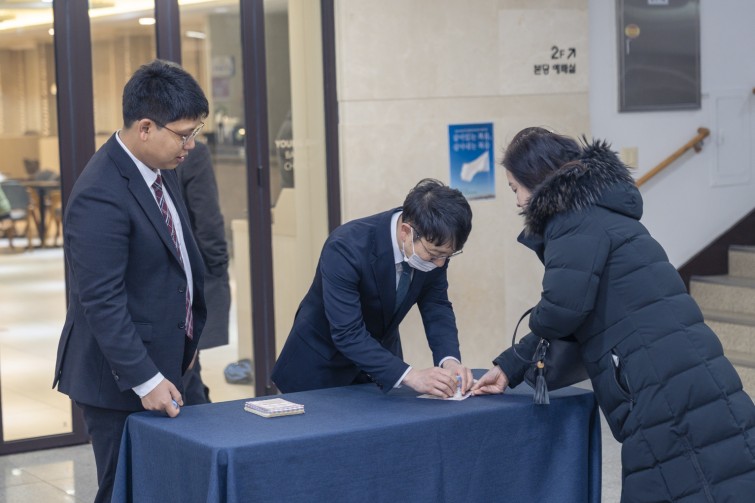 YTo1ODp7czo4OiJGaWxlTmFtZSI7czo0MDoiMjRkNTRkOTQtYjMyOC00MmY3LWI0NmItMGIxYjM3ZTk3MjY0LmpwZyI7czoxMjoiRmlsZURhdGVUaW1lIjtpOjE3Njc0Mjk5NDY7czo4OiJGaWxlU2l6ZSI7aTo5MzI1ODE7czo4OiJGaWxlVHlwZSI7aToyO3M6ODoiTWltZVR5cGUiO3M6MTA6ImltYWdlL2pwZWciO3M6MTM6IlNlY3Rpb25zRm91bmQiO3M6MzA6IkFOWV9UQUcsIElGRDAsIFRIVU1CTkFJTCwgRVhJRiI7czo4OiJDT01QVVRFRCI7YTo5OntzOjQ6Imh0bWwiO3M6MjY6IndpZHRoPSIxNTMyIiBoZWlnaHQ9IjEwMjEiIjtzOjY6IkhlaWdodCI7aToxMDIxO3M6NToiV2lkdGgiO2k6MTUzMjtzOjc6IklzQ29sb3IiO2k6MTtzOjE3OiJCeXRlT3JkZXJNb3Rvcm9sYSI7aTowO3M6MTU6IkFwZXJ0dXJlRk51bWJlciI7czo1OiJmLzIuOCI7czo5OiJDb3B5cmlnaHQiO3M6NDoiWUFCQyI7czoxODoiVGh1bWJuYWlsLkZpbGVUeXBlIjtpOjI7czoxODoiVGh1bWJuYWlsLk1pbWVUeXBlIjtzOjEwOiJpbWFnZS9qcGVnIjt9czo0OiJNYWtlIjtzOjQ6IlNPTlkiO3M6NToiTW9kZWwiO3M6ODoiSUxDRS03TTQiO3M6MTE6IlhSZXNvbHV0aW9uIjtzOjU6IjI0MC8xIjtzOjExOiJZUmVzb2x1dGlvbiI7czo1OiIyNDAvMSI7czoxNDoiUmVzb2x1dGlvblVuaXQiO2k6MjtzOjg6IlNvZnR3YXJlIjtzOjUwOiJBZG9iZSBQaG90b3Nob3AgTGlnaHRyb29tIENsYXNzaWMgMTUuMSAoTWFjaW50b3NoKSI7czo4OiJEYXRlVGltZSI7czoxOToiMjAyNjowMTowMyAxNzoxMDowNSI7czo2OiJBcnRpc3QiO3M6NzoiWUFCQ19TRyI7czo5OiJDb3B5cmlnaHQiO3M6NDoiWUFCQyI7czoxNjoiRXhpZl9JRkRfUG9pbnRlciI7aToyNTI7czo5OiJUSFVNQk5BSUwiO2E6Njp7czoxMToiQ29tcHJlc3Npb24iO2k6NjtzOjExOiJYUmVzb2x1dGlvbiI7czo0OiI3Mi8xIjtzOjExOiJZUmVzb2x1dGlvbiI7czo0OiI3Mi8xIjtzOjE0OiJSZXNvbHV0aW9uVW5pdCI7aToyO3M6MjE6IkpQRUdJbnRlcmNoYW5nZUZvcm1hdCI7aToxMDM4O3M6Mjc6IkpQRUdJbnRlcmNoYW5nZUZvcm1hdExlbmd0aCI7aToxMzcwNjt9czoxMjoiRXhwb3N1cmVUaW1lIjtzOjQ6IjEvNjAiO3M6NzoiRk51bWJlciI7czo1OiIyOC8xMCI7czoxNToiRXhwb3N1cmVQcm9ncmFtIjtpOjE7czoxNToiSVNPU3BlZWRSYXRpbmdzIjtpOjI1MDtzOjE5OiJVbmRlZmluZWRUYWc6MHg4ODMwIjtpOjI7czoxOToiVW5kZWZpbmVkVGFnOjB4ODgzMiI7aToyNTA7czoxMToiRXhpZlZlcnNpb24iO3M6NDoiMDIzMiI7czoxNjoiRGF0ZVRpbWVPcmlnaW5hbCI7czoxOToiMjAyNjowMTowMyAwNTo0NDoxNiI7czoxNzoiRGF0ZVRpbWVEaWdpdGl6ZWQiO3M6MTk6IjIwMjY6MDE6MDMgMDU6NDQ6MTYiO3M6MTk6IlVuZGVmaW5lZFRhZzoweDkwMTAiO3M6NjoiKzA5OjAwIjtzOjE5OiJVbmRlZmluZWRUYWc6MHg5MDExIjtzOjY6IiswOTowMCI7czoxOToiVW5kZWZpbmVkVGFnOjB4OTAxMiI7czo2OiIrMDk6MDAiO3M6MTc6IlNodXR0ZXJTcGVlZFZhbHVlIjtzOjE1OiI1OTA2ODkxLzEwMDAwMDAiO3M6MTM6IkFwZXJ0dXJlVmFsdWUiO3M6MTU6IjI5NzA4NTQvMTAwMDAwMCI7czoxNToiQnJpZ2h0bmVzc1ZhbHVlIjtzOjk6IjMyNzQvMjU2MCI7czoxNzoiRXhwb3N1cmVCaWFzVmFsdWUiO3M6NDoiMC8xMCI7czoxNjoiTWF4QXBlcnR1cmVWYWx1ZSI7czo3OiI3NjAvMjU2IjtzOjEyOiJNZXRlcmluZ01vZGUiO2k6NTtzOjExOiJMaWdodFNvdXJjZSI7aTowO3M6NToiRmxhc2giO2k6MTY7czoxMToiRm9jYWxMZW5ndGgiO3M6NjoiNzAwLzEwIjtzOjE4OiJTdWJTZWNUaW1lT3JpZ2luYWwiO3M6MzoiMTU5IjtzOjE5OiJTdWJTZWNUaW1lRGlnaXRpemVkIjtzOjM6IjE1OSI7czoxMDoiQ29sb3JTcGFjZSI7aTo2NTUzNTtzOjIxOiJGb2NhbFBsYW5lWFJlc29sdXRpb24iO3M6MTQ6IjY0NDQ5MzM5LzMyNzY4IjtzOjIxOiJGb2NhbFBsYW5lWVJlc29sdXRpb24iO3M6MTQ6IjY0NDQ5MzM5LzMyNzY4IjtzOjI0OiJGb2NhbFBsYW5lUmVzb2x1dGlvblVuaXQiO2k6MztzOjEwOiJGaWxlU291cmNlIjtzOjE6IgMiO3M6OToiU2NlbmVUeXBlIjtzOjE6IgEiO3M6MTQ6IkN1c3RvbVJlbmRlcmVkIjtpOjA7czoxMjoiRXhwb3N1cmVNb2RlIjtpOjE7czoxMjoiV2hpdGVCYWxhbmNlIjtpOjA7czoxNjoiRGlnaXRhbFpvb21SYXRpbyI7czo1OiIxNi8xNiI7czoyMToiRm9jYWxMZW5ndGhJbjM1bW1GaWxtIjtpOjcwO3M6MTY6IlNjZW5lQ2FwdHVyZVR5cGUiO2k6MDtzOjg6IkNvbnRyYXN0IjtpOjA7czoxMDoiU2F0dXJhdGlvbiI7aTowO3M6OToiU2hhcnBuZXNzIjtpOjA7czoxOToiVW5kZWZpbmVkVGFnOjB4QTQzMiI7YTo0OntpOjA7czo2OiIyNDAvMTAiO2k6MTtzOjY6IjcwMC8xMCI7aToyO3M6NToiMjgvMTAiO2k6MztzOjU6IjI4LzEwIjt9czoxOToiVW5kZWZpbmVkVGFnOjB4QTQzNCI7czoyMToiRkUgMjQtNzBtbSBGMi44IEdNIElJIjt9