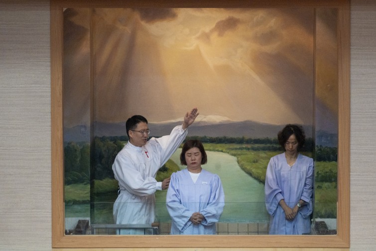 YTo1ODp7czo4OiJGaWxlTmFtZSI7czo0MDoiMzRiOWRiYTEtMjJhMS00YzVhLWE5MjMtMjc3YjRjZDJhMmE2LmpwZyI7czoxMjoiRmlsZURhdGVUaW1lIjtpOjE3NjUxNjYxNjE7czo4OiJGaWxlU2l6ZSI7aToxODk3OTU5O3M6ODoiRmlsZVR5cGUiO2k6MjtzOjg6Ik1pbWVUeXBlIjtzOjEwOiJpbWFnZS9qcGVnIjtzOjEzOiJTZWN0aW9uc0ZvdW5kIjtzOjMwOiJBTllfVEFHLCBJRkQwLCBUSFVNQk5BSUwsIEVYSUYiO3M6ODoiQ09NUFVURUQiO2E6OTp7czo0OiJodG1sIjtzOjI2OiJ3aWR0aD0iMjAyOSIgaGVpZ2h0PSIxMzUzIiI7czo2OiJIZWlnaHQiO2k6MTM1MztzOjU6IldpZHRoIjtpOjIwMjk7czo3OiJJc0NvbG9yIjtpOjE7czoxNzoiQnl0ZU9yZGVyTW90b3JvbGEiO2k6MDtzOjE1OiJBcGVydHVyZUZOdW1iZXIiO3M6NToiZi82LjMiO3M6OToiQ29weXJpZ2h0IjtzOjQ6IllBQkMiO3M6MTg6IlRodW1ibmFpbC5GaWxlVHlwZSI7aToyO3M6MTg6IlRodW1ibmFpbC5NaW1lVHlwZSI7czoxMDoiaW1hZ2UvanBlZyI7fXM6NDoiTWFrZSI7czo0OiJTT05ZIjtzOjU6Ik1vZGVsIjtzOjg6IklMQ0UtN000IjtzOjExOiJYUmVzb2x1dGlvbiI7czo1OiIyNDAvMSI7czoxMToiWVJlc29sdXRpb24iO3M6NToiMjQwLzEiO3M6MTQ6IlJlc29sdXRpb25Vbml0IjtpOjI7czo4OiJTb2Z0d2FyZSI7czo1MjoiQWRvYmUgUGhvdG9zaG9wIExpZ2h0cm9vbSBDbGFzc2ljIDE0LjEuMSAoTWFjaW50b3NoKSI7czo4OiJEYXRlVGltZSI7czoxOToiMjAyNToxMjowOCAwMTowNzo0OSI7czo2OiJBcnRpc3QiO3M6NzoiWUFCQ19TRyI7czo5OiJDb3B5cmlnaHQiO3M6NDoiWUFCQyI7czoxNjoiRXhpZl9JRkRfUG9pbnRlciI7aToyNTQ7czo5OiJUSFVNQk5BSUwiO2E6Njp7czoxMToiQ29tcHJlc3Npb24iO2k6NjtzOjExOiJYUmVzb2x1dGlvbiI7czo0OiI3Mi8xIjtzOjExOiJZUmVzb2x1dGlvbiI7czo0OiI3Mi8xIjtzOjE0OiJSZXNvbHV0aW9uVW5pdCI7aToyO3M6MjE6IkpQRUdJbnRlcmNoYW5nZUZvcm1hdCI7aToxMDQwO3M6Mjc6IkpQRUdJbnRlcmNoYW5nZUZvcm1hdExlbmd0aCI7aToxMTMzMTt9czoxMjoiRXhwb3N1cmVUaW1lIjtzOjU6IjEvMzIwIjtzOjc6IkZOdW1iZXIiO3M6NToiNjMvMTAiO3M6MTU6IkV4cG9zdXJlUHJvZ3JhbSI7aToxO3M6MTU6IklTT1NwZWVkUmF0aW5ncyI7aTozMjAwO3M6MTk6IlVuZGVmaW5lZFRhZzoweDg4MzAiO2k6MjtzOjE5OiJVbmRlZmluZWRUYWc6MHg4ODMyIjtpOjMyMDA7czoxMToiRXhpZlZlcnNpb24iO3M6NDoiMDIzMiI7czoxNjoiRGF0ZVRpbWVPcmlnaW5hbCI7czoxOToiMjAyNToxMjowNyAxMToyOTo0NSI7czoxNzoiRGF0ZVRpbWVEaWdpdGl6ZWQiO3M6MTk6IjIwMjU6MTI6MDcgMTE6Mjk6NDUiO3M6MTk6IlVuZGVmaW5lZFRhZzoweDkwMTAiO3M6NjoiKzA5OjAwIjtzOjE5OiJVbmRlZmluZWRUYWc6MHg5MDExIjtzOjY6IiswOTowMCI7czoxOToiVW5kZWZpbmVkVGFnOjB4OTAxMiI7czo2OiIrMDk6MDAiO3M6MTc6IlNodXR0ZXJTcGVlZFZhbHVlIjtzOjE1OiI4MzIxOTI4LzEwMDAwMDAiO3M6MTM6IkFwZXJ0dXJlVmFsdWUiO3M6MTU6IjUzMTA3MDQvMTAwMDAwMCI7czoxNToiQnJpZ2h0bmVzc1ZhbHVlIjtzOjk6IjU1NDQvMjU2MCI7czoxNzoiRXhwb3N1cmVCaWFzVmFsdWUiO3M6NDoiMC8xMCI7czoxNjoiTWF4QXBlcnR1cmVWYWx1ZSI7czo4OiIxMDI0LzI1NiI7czoxMjoiTWV0ZXJpbmdNb2RlIjtpOjU7czoxMToiTGlnaHRTb3VyY2UiO2k6MDtzOjU6IkZsYXNoIjtpOjE2O3M6MTE6IkZvY2FsTGVuZ3RoIjtzOjc6IjIwMDAvMTAiO3M6MTg6IlN1YlNlY1RpbWVPcmlnaW5hbCI7czozOiI4NzUiO3M6MTk6IlN1YlNlY1RpbWVEaWdpdGl6ZWQiO3M6MzoiODc1IjtzOjEwOiJDb2xvclNwYWNlIjtpOjY1NTM1O3M6MjE6IkZvY2FsUGxhbmVYUmVzb2x1dGlvbiI7czoxNDoiNjQ0NDkzMzkvMzI3NjgiO3M6MjE6IkZvY2FsUGxhbmVZUmVzb2x1dGlvbiI7czoxNDoiNjQ0NDkzMzkvMzI3NjgiO3M6MjQ6IkZvY2FsUGxhbmVSZXNvbHV0aW9uVW5pdCI7aTozO3M6MTA6IkZpbGVTb3VyY2UiO3M6MToiAyI7czo5OiJTY2VuZVR5cGUiO3M6MToiASI7czoxNDoiQ3VzdG9tUmVuZGVyZWQiO2k6MDtzOjEyOiJFeHBvc3VyZU1vZGUiO2k6MTtzOjEyOiJXaGl0ZUJhbGFuY2UiO2k6MTtzOjE2OiJEaWdpdGFsWm9vbVJhdGlvIjtzOjU6IjE2LzE2IjtzOjIxOiJGb2NhbExlbmd0aEluMzVtbUZpbG0iO2k6MjAwO3M6MTY6IlNjZW5lQ2FwdHVyZVR5cGUiO2k6MDtzOjg6IkNvbnRyYXN0IjtpOjA7czoxMDoiU2F0dXJhdGlvbiI7aTowO3M6OToiU2hhcnBuZXNzIjtpOjA7czoxOToiVW5kZWZpbmVkVGFnOjB4QTQzMiI7YTo0OntpOjA7czo2OiI3MDAvMTAiO2k6MTtzOjc6IjIwMDAvMTAiO2k6MjtzOjU6IjQwLzEwIjtpOjM7czo1OiI0MC8xMCI7fXM6MTk6IlVuZGVmaW5lZFRhZzoweEE0MzQiO3M6MjA6IkZFIDcwLTIwMG1tIEY0IEcgT1NTIjt9