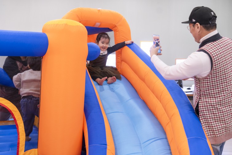 YTo1ODp7czo4OiJGaWxlTmFtZSI7czo0MDoiNDE1OWI3YzMtNzIwZS00OTgyLTk5YzQtNTcxNWVmMmMzMTVkLmpwZyI7czoxMjoiRmlsZURhdGVUaW1lIjtpOjE3Njc2NjY1OTE7czo4OiJGaWxlU2l6ZSI7aToxMzM2MTAyO3M6ODoiRmlsZVR5cGUiO2k6MjtzOjg6Ik1pbWVUeXBlIjtzOjEwOiJpbWFnZS9qcGVnIjtzOjEzOiJTZWN0aW9uc0ZvdW5kIjtzOjMwOiJBTllfVEFHLCBJRkQwLCBUSFVNQk5BSUwsIEVYSUYiO3M6ODoiQ09NUFVURUQiO2E6OTp7czo0OiJodG1sIjtzOjI2OiJ3aWR0aD0iMTc1MiIgaGVpZ2h0PSIxMTY4IiI7czo2OiJIZWlnaHQiO2k6MTE2ODtzOjU6IldpZHRoIjtpOjE3NTI7czo3OiJJc0NvbG9yIjtpOjE7czoxNzoiQnl0ZU9yZGVyTW90b3JvbGEiO2k6MDtzOjE1OiJBcGVydHVyZUZOdW1iZXIiO3M6NToiZi8yLjgiO3M6OToiQ29weXJpZ2h0IjtzOjQ6IllBQkMiO3M6MTg6IlRodW1ibmFpbC5GaWxlVHlwZSI7aToyO3M6MTg6IlRodW1ibmFpbC5NaW1lVHlwZSI7czoxMDoiaW1hZ2UvanBlZyI7fXM6NDoiTWFrZSI7czo0OiJTT05ZIjtzOjU6Ik1vZGVsIjtzOjg6IklMQ0UtN000IjtzOjExOiJYUmVzb2x1dGlvbiI7czo1OiIyNDAvMSI7czoxMToiWVJlc29sdXRpb24iO3M6NToiMjQwLzEiO3M6MTQ6IlJlc29sdXRpb25Vbml0IjtpOjI7czo4OiJTb2Z0d2FyZSI7czo1MDoiQWRvYmUgUGhvdG9zaG9wIExpZ2h0cm9vbSBDbGFzc2ljIDE1LjEgKE1hY2ludG9zaCkiO3M6ODoiRGF0ZVRpbWUiO3M6MTk6IjIwMjY6MDE6MDYgMTE6MjY6NDciO3M6NjoiQXJ0aXN0IjtzOjc6IllBQkNfU0ciO3M6OToiQ29weXJpZ2h0IjtzOjQ6IllBQkMiO3M6MTY6IkV4aWZfSUZEX1BvaW50ZXIiO2k6MjUyO3M6OToiVEhVTUJOQUlMIjthOjY6e3M6MTE6IkNvbXByZXNzaW9uIjtpOjY7czoxMToiWFJlc29sdXRpb24iO3M6NDoiNzIvMSI7czoxMToiWVJlc29sdXRpb24iO3M6NDoiNzIvMSI7czoxNDoiUmVzb2x1dGlvblVuaXQiO2k6MjtzOjIxOiJKUEVHSW50ZXJjaGFuZ2VGb3JtYXQiO2k6MTAzODtzOjI3OiJKUEVHSW50ZXJjaGFuZ2VGb3JtYXRMZW5ndGgiO2k6MTYwMzk7fXM6MTI6IkV4cG9zdXJlVGltZSI7czo1OiIxLzIwMCI7czo3OiJGTnVtYmVyIjtzOjU6IjI4LzEwIjtzOjE1OiJFeHBvc3VyZVByb2dyYW0iO2k6MTtzOjE1OiJJU09TcGVlZFJhdGluZ3MiO2k6NjQwO3M6MTk6IlVuZGVmaW5lZFRhZzoweDg4MzAiO2k6MjtzOjE5OiJVbmRlZmluZWRUYWc6MHg4ODMyIjtpOjY0MDtzOjExOiJFeGlmVmVyc2lvbiI7czo0OiIwMjMyIjtzOjE2OiJEYXRlVGltZU9yaWdpbmFsIjtzOjE5OiIyMDI2OjAxOjA0IDEyOjE4OjM4IjtzOjE3OiJEYXRlVGltZURpZ2l0aXplZCI7czoxOToiMjAyNjowMTowNCAxMjoxODozOCI7czoxOToiVW5kZWZpbmVkVGFnOjB4OTAxMCI7czo2OiIrMDk6MDAiO3M6MTk6IlVuZGVmaW5lZFRhZzoweDkwMTEiO3M6NjoiKzA5OjAwIjtzOjE5OiJVbmRlZmluZWRUYWc6MHg5MDEyIjtzOjY6IiswOTowMCI7czoxNzoiU2h1dHRlclNwZWVkVmFsdWUiO3M6MTU6Ijc2NDM4NTYvMTAwMDAwMCI7czoxMzoiQXBlcnR1cmVWYWx1ZSI7czoxNToiMjk3MDg1NC8xMDAwMDAwIjtzOjE1OiJCcmlnaHRuZXNzVmFsdWUiO3M6OToiOTAwNC8yNTYwIjtzOjE3OiJFeHBvc3VyZUJpYXNWYWx1ZSI7czo0OiIwLzEwIjtzOjE2OiJNYXhBcGVydHVyZVZhbHVlIjtzOjc6Ijc2MC8yNTYiO3M6MTI6Ik1ldGVyaW5nTW9kZSI7aTo1O3M6MTE6IkxpZ2h0U291cmNlIjtpOjA7czo1OiJGbGFzaCI7aToxNjtzOjExOiJGb2NhbExlbmd0aCI7czo2OiI0ODAvMTAiO3M6MTg6IlN1YlNlY1RpbWVPcmlnaW5hbCI7czozOiIyMjciO3M6MTk6IlN1YlNlY1RpbWVEaWdpdGl6ZWQiO3M6MzoiMjI3IjtzOjEwOiJDb2xvclNwYWNlIjtpOjY1NTM1O3M6MjE6IkZvY2FsUGxhbmVYUmVzb2x1dGlvbiI7czoxNDoiNjQ0NDkzMzkvMzI3NjgiO3M6MjE6IkZvY2FsUGxhbmVZUmVzb2x1dGlvbiI7czoxNDoiNjQ0NDkzMzkvMzI3NjgiO3M6MjQ6IkZvY2FsUGxhbmVSZXNvbHV0aW9uVW5pdCI7aTozO3M6MTA6IkZpbGVTb3VyY2UiO3M6MToiAyI7czo5OiJTY2VuZVR5cGUiO3M6MToiASI7czoxNDoiQ3VzdG9tUmVuZGVyZWQiO2k6MDtzOjEyOiJFeHBvc3VyZU1vZGUiO2k6MTtzOjEyOiJXaGl0ZUJhbGFuY2UiO2k6MDtzOjE2OiJEaWdpdGFsWm9vbVJhdGlvIjtzOjU6IjE2LzE2IjtzOjIxOiJGb2NhbExlbmd0aEluMzVtbUZpbG0iO2k6NDg7czoxNjoiU2NlbmVDYXB0dXJlVHlwZSI7aTowO3M6ODoiQ29udHJhc3QiO2k6MDtzOjEwOiJTYXR1cmF0aW9uIjtpOjA7czo5OiJTaGFycG5lc3MiO2k6MDtzOjE5OiJVbmRlZmluZWRUYWc6MHhBNDMyIjthOjQ6e2k6MDtzOjY6IjI0MC8xMCI7aToxO3M6NjoiNzAwLzEwIjtpOjI7czo1OiIyOC8xMCI7aTozO3M6NToiMjgvMTAiO31zOjE5OiJVbmRlZmluZWRUYWc6MHhBNDM0IjtzOjIxOiJGRSAyNC03MG1tIEYyLjggR00gSUkiO30=