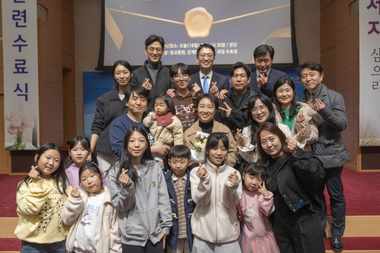 YTo1ODp7czo4OiJGaWxlTmFtZSI7czo0MDoiNDVmZTE1NWQtNjI2OS00YzhlLTg1N2YtZDg5OTMxOWM2NmEwLmpwZyI7czoxMjoiRmlsZURhdGVUaW1lIjtpOjE3Njg4ODY1ODk7czo4OiJGaWxlU2l6ZSI7aToxNDE3OTQ5O3M6ODoiRmlsZVR5cGUiO2k6MjtzOjg6Ik1pbWVUeXBlIjtzOjEwOiJpbWFnZS9qcGVnIjtzOjEzOiJTZWN0aW9uc0ZvdW5kIjtzOjMwOiJBTllfVEFHLCBJRkQwLCBUSFVNQk5BSUwsIEVYSUYiO3M6ODoiQ09NUFVURUQiO2E6OTp7czo0OiJodG1sIjtzOjI2OiJ3aWR0aD0iMTc0OCIgaGVpZ2h0PSIxMTY1IiI7czo2OiJIZWlnaHQiO2k6MTE2NTtzOjU6IldpZHRoIjtpOjE3NDg7czo3OiJJc0NvbG9yIjtpOjE7czoxNzoiQnl0ZU9yZGVyTW90b3JvbGEiO2k6MDtzOjE1OiJBcGVydHVyZUZOdW1iZXIiO3M6NToiZi80LjAiO3M6OToiQ29weXJpZ2h0IjtzOjQ6IllBQkMiO3M6MTg6IlRodW1ibmFpbC5GaWxlVHlwZSI7aToyO3M6MTg6IlRodW1ibmFpbC5NaW1lVHlwZSI7czoxMDoiaW1hZ2UvanBlZyI7fXM6NDoiTWFrZSI7czo0OiJTT05ZIjtzOjU6Ik1vZGVsIjtzOjg6IklMQ0UtN000IjtzOjExOiJYUmVzb2x1dGlvbiI7czo1OiIyNDAvMSI7czoxMToiWVJlc29sdXRpb24iO3M6NToiMjQwLzEiO3M6MTQ6IlJlc29sdXRpb25Vbml0IjtpOjI7czo4OiJTb2Z0d2FyZSI7czo1MjoiQWRvYmUgUGhvdG9zaG9wIExpZ2h0cm9vbSBDbGFzc2ljIDE0LjEuMSAoTWFjaW50b3NoKSI7czo4OiJEYXRlVGltZSI7czoxOToiMjAyNjowMToxOSAyMToyOToyMSI7czo2OiJBcnRpc3QiO3M6NzoiWUFCQ19TRyI7czo5OiJDb3B5cmlnaHQiO3M6NDoiWUFCQyI7czoxNjoiRXhpZl9JRkRfUG9pbnRlciI7aToyNTQ7czo5OiJUSFVNQk5BSUwiO2E6Njp7czoxMToiQ29tcHJlc3Npb24iO2k6NjtzOjExOiJYUmVzb2x1dGlvbiI7czo0OiI3Mi8xIjtzOjExOiJZUmVzb2x1dGlvbiI7czo0OiI3Mi8xIjtzOjE0OiJSZXNvbHV0aW9uVW5pdCI7aToyO3M6MjE6IkpQRUdJbnRlcmNoYW5nZUZvcm1hdCI7aToxMDQwO3M6Mjc6IkpQRUdJbnRlcmNoYW5nZUZvcm1hdExlbmd0aCI7aToxODQ4Mjt9czoxMjoiRXhwb3N1cmVUaW1lIjtzOjU6IjEvMTAwIjtzOjc6IkZOdW1iZXIiO3M6MzoiNC8xIjtzOjE1OiJFeHBvc3VyZVByb2dyYW0iO2k6MTtzOjE1OiJJU09TcGVlZFJhdGluZ3MiO2k6MTI1O3M6MTk6IlVuZGVmaW5lZFRhZzoweDg4MzAiO2k6MjtzOjE5OiJVbmRlZmluZWRUYWc6MHg4ODMyIjtpOjEyNTtzOjExOiJFeGlmVmVyc2lvbiI7czo0OiIwMjMyIjtzOjE2OiJEYXRlVGltZU9yaWdpbmFsIjtzOjE5OiIyMDI2OjAxOjE4IDE1OjEzOjAxIjtzOjE3OiJEYXRlVGltZURpZ2l0aXplZCI7czoxOToiMjAyNjowMToxOCAxNToxMzowMSI7czoxOToiVW5kZWZpbmVkVGFnOjB4OTAxMCI7czo2OiIrMDk6MDAiO3M6MTk6IlVuZGVmaW5lZFRhZzoweDkwMTEiO3M6NjoiKzA5OjAwIjtzOjE5OiJVbmRlZmluZWRUYWc6MHg5MDEyIjtzOjY6IiswOTowMCI7czoxNzoiU2h1dHRlclNwZWVkVmFsdWUiO3M6MTU6IjY2NDM4NTYvMTAwMDAwMCI7czoxMzoiQXBlcnR1cmVWYWx1ZSI7czozOiI0LzEiO3M6MTU6IkJyaWdodG5lc3NWYWx1ZSI7czo5OiI5MTE0LzI1NjAiO3M6MTc6IkV4cG9zdXJlQmlhc1ZhbHVlIjtzOjQ6IjAvMTAiO3M6MTY6Ik1heEFwZXJ0dXJlVmFsdWUiO3M6NzoiNzYwLzI1NiI7czoxMjoiTWV0ZXJpbmdNb2RlIjtpOjU7czoxMToiTGlnaHRTb3VyY2UiO2k6MjU1O3M6NToiRmxhc2giO2k6MTM7czoxMToiRm9jYWxMZW5ndGgiO3M6NjoiMzEwLzEwIjtzOjE4OiJTdWJTZWNUaW1lT3JpZ2luYWwiO3M6MzoiMjA1IjtzOjE5OiJTdWJTZWNUaW1lRGlnaXRpemVkIjtzOjM6IjIwNSI7czoxMDoiQ29sb3JTcGFjZSI7aTo2NTUzNTtzOjIxOiJGb2NhbFBsYW5lWFJlc29sdXRpb24iO3M6MTQ6IjY0NDQ5MzM5LzMyNzY4IjtzOjIxOiJGb2NhbFBsYW5lWVJlc29sdXRpb24iO3M6MTQ6IjY0NDQ5MzM5LzMyNzY4IjtzOjI0OiJGb2NhbFBsYW5lUmVzb2x1dGlvblVuaXQiO2k6MztzOjEwOiJGaWxlU291cmNlIjtzOjE6IgMiO3M6OToiU2NlbmVUeXBlIjtzOjE6IgEiO3M6MTQ6IkN1c3RvbVJlbmRlcmVkIjtpOjA7czoxMjoiRXhwb3N1cmVNb2RlIjtpOjE7czoxMjoiV2hpdGVCYWxhbmNlIjtpOjE7czoxNjoiRGlnaXRhbFpvb21SYXRpbyI7czo1OiIxNi8xNiI7czoyMToiRm9jYWxMZW5ndGhJbjM1bW1GaWxtIjtpOjMxO3M6MTY6IlNjZW5lQ2FwdHVyZVR5cGUiO2k6MDtzOjg6IkNvbnRyYXN0IjtpOjE7czoxMDoiU2F0dXJhdGlvbiI7aToxO3M6OToiU2hhcnBuZXNzIjtpOjA7czoxOToiVW5kZWZpbmVkVGFnOjB4QTQzMiI7YTo0OntpOjA7czo2OiIyNDAvMTAiO2k6MTtzOjY6IjcwMC8xMCI7aToyO3M6NToiMjgvMTAiO2k6MztzOjU6IjI4LzEwIjt9czoxOToiVW5kZWZpbmVkVGFnOjB4QTQzNCI7czoyMToiRkUgMjQtNzBtbSBGMi44IEdNIElJIjt9