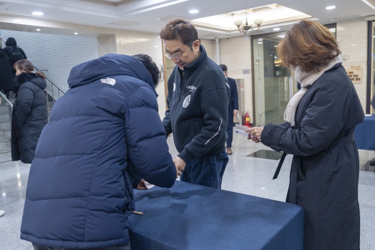 YTo1ODp7czo4OiJGaWxlTmFtZSI7czo0MDoiNGVhYjBiMmItMzM0OS00MzE4LWE2NDMtY2VjODE3NTE4ODg2LmpwZyI7czoxMjoiRmlsZURhdGVUaW1lIjtpOjE3Njc0Mjk5NDQ7czo4OiJGaWxlU2l6ZSI7aTo5OTA0MjQ7czo4OiJGaWxlVHlwZSI7aToyO3M6ODoiTWltZVR5cGUiO3M6MTA6ImltYWdlL2pwZWciO3M6MTM6IlNlY3Rpb25zRm91bmQiO3M6MzA6IkFOWV9UQUcsIElGRDAsIFRIVU1CTkFJTCwgRVhJRiI7czo4OiJDT01QVVRFRCI7YTo5OntzOjQ6Imh0bWwiO3M6MjY6IndpZHRoPSIxNTMyIiBoZWlnaHQ9IjEwMjEiIjtzOjY6IkhlaWdodCI7aToxMDIxO3M6NToiV2lkdGgiO2k6MTUzMjtzOjc6IklzQ29sb3IiO2k6MTtzOjE3OiJCeXRlT3JkZXJNb3Rvcm9sYSI7aTowO3M6MTU6IkFwZXJ0dXJlRk51bWJlciI7czo1OiJmLzQuMCI7czo5OiJDb3B5cmlnaHQiO3M6NDoiWUFCQyI7czoxODoiVGh1bWJuYWlsLkZpbGVUeXBlIjtpOjI7czoxODoiVGh1bWJuYWlsLk1pbWVUeXBlIjtzOjEwOiJpbWFnZS9qcGVnIjt9czo0OiJNYWtlIjtzOjQ6IlNPTlkiO3M6NToiTW9kZWwiO3M6ODoiSUxDRS03TTQiO3M6MTE6IlhSZXNvbHV0aW9uIjtzOjU6IjI0MC8xIjtzOjExOiJZUmVzb2x1dGlvbiI7czo1OiIyNDAvMSI7czoxNDoiUmVzb2x1dGlvblVuaXQiO2k6MjtzOjg6IlNvZnR3YXJlIjtzOjUwOiJBZG9iZSBQaG90b3Nob3AgTGlnaHRyb29tIENsYXNzaWMgMTUuMSAoTWFjaW50b3NoKSI7czo4OiJEYXRlVGltZSI7czoxOToiMjAyNjowMTowMyAxNzowOTo1OSI7czo2OiJBcnRpc3QiO3M6NzoiWUFCQ19TRyI7czo5OiJDb3B5cmlnaHQiO3M6NDoiWUFCQyI7czoxNjoiRXhpZl9JRkRfUG9pbnRlciI7aToyNTI7czo5OiJUSFVNQk5BSUwiO2E6Njp7czoxMToiQ29tcHJlc3Npb24iO2k6NjtzOjExOiJYUmVzb2x1dGlvbiI7czo0OiI3Mi8xIjtzOjExOiJZUmVzb2x1dGlvbiI7czo0OiI3Mi8xIjtzOjE0OiJSZXNvbHV0aW9uVW5pdCI7aToyO3M6MjE6IkpQRUdJbnRlcmNoYW5nZUZvcm1hdCI7aToxMDM4O3M6Mjc6IkpQRUdJbnRlcmNoYW5nZUZvcm1hdExlbmd0aCI7aToxMzgyMDt9czoxMjoiRXhwb3N1cmVUaW1lIjtzOjQ6IjEvNjAiO3M6NzoiRk51bWJlciI7czozOiI0LzEiO3M6MTU6IkV4cG9zdXJlUHJvZ3JhbSI7aToxO3M6MTU6IklTT1NwZWVkUmF0aW5ncyI7aTo1MDA7czoxOToiVW5kZWZpbmVkVGFnOjB4ODgzMCI7aToyO3M6MTk6IlVuZGVmaW5lZFRhZzoweDg4MzIiO2k6NTAwO3M6MTE6IkV4aWZWZXJzaW9uIjtzOjQ6IjAyMzIiO3M6MTY6IkRhdGVUaW1lT3JpZ2luYWwiO3M6MTk6IjIwMjY6MDE6MDIgMDU6NTA6MzMiO3M6MTc6IkRhdGVUaW1lRGlnaXRpemVkIjtzOjE5OiIyMDI2OjAxOjAyIDA1OjUwOjMzIjtzOjE5OiJVbmRlZmluZWRUYWc6MHg5MDEwIjtzOjY6IiswOTowMCI7czoxOToiVW5kZWZpbmVkVGFnOjB4OTAxMSI7czo2OiIrMDk6MDAiO3M6MTk6IlVuZGVmaW5lZFRhZzoweDkwMTIiO3M6NjoiKzA5OjAwIjtzOjE3OiJTaHV0dGVyU3BlZWRWYWx1ZSI7czoxNToiNTkwNjg5MS8xMDAwMDAwIjtzOjEzOiJBcGVydHVyZVZhbHVlIjtzOjM6IjQvMSI7czoxNToiQnJpZ2h0bmVzc1ZhbHVlIjtzOjk6IjMyMTQvMjU2MCI7czoxNzoiRXhwb3N1cmVCaWFzVmFsdWUiO3M6NDoiMC8xMCI7czoxNjoiTWF4QXBlcnR1cmVWYWx1ZSI7czo3OiI3NjAvMjU2IjtzOjEyOiJNZXRlcmluZ01vZGUiO2k6NTtzOjExOiJMaWdodFNvdXJjZSI7aTowO3M6NToiRmxhc2giO2k6MTY7czoxMToiRm9jYWxMZW5ndGgiO3M6NjoiMjUwLzEwIjtzOjE4OiJTdWJTZWNUaW1lT3JpZ2luYWwiO3M6MzoiNDAyIjtzOjE5OiJTdWJTZWNUaW1lRGlnaXRpemVkIjtzOjM6IjQwMiI7czoxMDoiQ29sb3JTcGFjZSI7aTo2NTUzNTtzOjIxOiJGb2NhbFBsYW5lWFJlc29sdXRpb24iO3M6MTQ6IjY0NDQ5MzM5LzMyNzY4IjtzOjIxOiJGb2NhbFBsYW5lWVJlc29sdXRpb24iO3M6MTQ6IjY0NDQ5MzM5LzMyNzY4IjtzOjI0OiJGb2NhbFBsYW5lUmVzb2x1dGlvblVuaXQiO2k6MztzOjEwOiJGaWxlU291cmNlIjtzOjE6IgMiO3M6OToiU2NlbmVUeXBlIjtzOjE6IgEiO3M6MTQ6IkN1c3RvbVJlbmRlcmVkIjtpOjA7czoxMjoiRXhwb3N1cmVNb2RlIjtpOjE7czoxMjoiV2hpdGVCYWxhbmNlIjtpOjA7czoxNjoiRGlnaXRhbFpvb21SYXRpbyI7czo1OiIxNi8xNiI7czoyMToiRm9jYWxMZW5ndGhJbjM1bW1GaWxtIjtpOjI1O3M6MTY6IlNjZW5lQ2FwdHVyZVR5cGUiO2k6MDtzOjg6IkNvbnRyYXN0IjtpOjA7czoxMDoiU2F0dXJhdGlvbiI7aTowO3M6OToiU2hhcnBuZXNzIjtpOjA7czoxOToiVW5kZWZpbmVkVGFnOjB4QTQzMiI7YTo0OntpOjA7czo2OiIyNDAvMTAiO2k6MTtzOjY6IjcwMC8xMCI7aToyO3M6NToiMjgvMTAiO2k6MztzOjU6IjI4LzEwIjt9czoxOToiVW5kZWZpbmVkVGFnOjB4QTQzNCI7czoyMToiRkUgMjQtNzBtbSBGMi44IEdNIElJIjt9