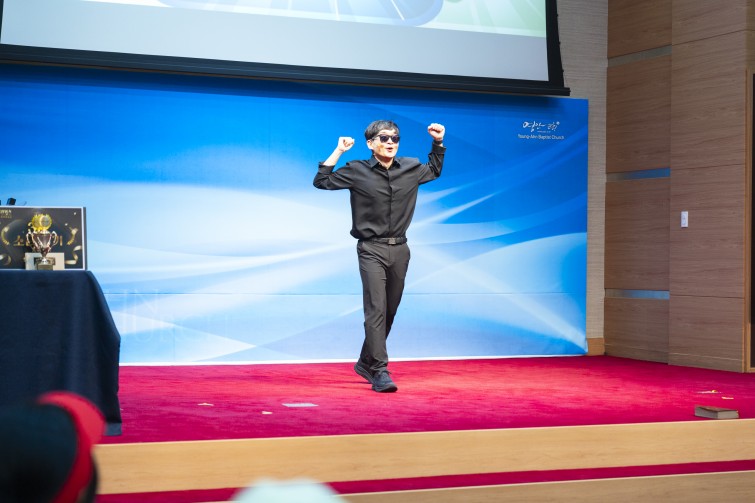 YTo1ODp7czo4OiJGaWxlTmFtZSI7czo0MDoiNWQ5ZWYwZTMtOGM5Yi00MjNlLWI5MmYtNDEzNDQ5MmYyNmM1LmpwZyI7czoxMjoiRmlsZURhdGVUaW1lIjtpOjE3NTg1OTc5ODY7czo4OiJGaWxlU2l6ZSI7aTozMjQwMzg5O3M6ODoiRmlsZVR5cGUiO2k6MjtzOjg6Ik1pbWVUeXBlIjtzOjEwOiJpbWFnZS9qcGVnIjtzOjEzOiJTZWN0aW9uc0ZvdW5kIjtzOjMwOiJBTllfVEFHLCBJRkQwLCBUSFVNQk5BSUwsIEVYSUYiO3M6ODoiQ09NUFVURUQiO2E6OTp7czo0OiJodG1sIjtzOjI2OiJ3aWR0aD0iMjcwOCIgaGVpZ2h0PSIxODA1IiI7czo2OiJIZWlnaHQiO2k6MTgwNTtzOjU6IldpZHRoIjtpOjI3MDg7czo3OiJJc0NvbG9yIjtpOjE7czoxNzoiQnl0ZU9yZGVyTW90b3JvbGEiO2k6MDtzOjE1OiJBcGVydHVyZUZOdW1iZXIiO3M6NToiZi8yLjgiO3M6OToiQ29weXJpZ2h0IjtzOjQ6IllBQkMiO3M6MTg6IlRodW1ibmFpbC5GaWxlVHlwZSI7aToyO3M6MTg6IlRodW1ibmFpbC5NaW1lVHlwZSI7czoxMDoiaW1hZ2UvanBlZyI7fXM6NDoiTWFrZSI7czo0OiJTT05ZIjtzOjU6Ik1vZGVsIjtzOjg6IklMQ0UtN000IjtzOjExOiJYUmVzb2x1dGlvbiI7czo1OiIyNDAvMSI7czoxMToiWVJlc29sdXRpb24iO3M6NToiMjQwLzEiO3M6MTQ6IlJlc29sdXRpb25Vbml0IjtpOjI7czo4OiJTb2Z0d2FyZSI7czo1MjoiQWRvYmUgUGhvdG9zaG9wIExpZ2h0cm9vbSBDbGFzc2ljIDE0LjEuMSAoTWFjaW50b3NoKSI7czo4OiJEYXRlVGltZSI7czoxOToiMjAyNTowOToyMyAxMjoxNjo0NSI7czo2OiJBcnRpc3QiO3M6NzoiWUFCQ19TRyI7czo5OiJDb3B5cmlnaHQiO3M6NDoiWUFCQyI7czoxNjoiRXhpZl9JRkRfUG9pbnRlciI7aToyNTQ7czo5OiJUSFVNQk5BSUwiO2E6Njp7czoxMToiQ29tcHJlc3Npb24iO2k6NjtzOjExOiJYUmVzb2x1dGlvbiI7czo0OiI3Mi8xIjtzOjExOiJZUmVzb2x1dGlvbiI7czo0OiI3Mi8xIjtzOjE0OiJSZXNvbHV0aW9uVW5pdCI7aToyO3M6MjE6IkpQRUdJbnRlcmNoYW5nZUZvcm1hdCI7aToxMDQwO3M6Mjc6IkpQRUdJbnRlcmNoYW5nZUZvcm1hdExlbmd0aCI7aToxMzU1NDt9czoxMjoiRXhwb3N1cmVUaW1lIjtzOjU6IjEvNDAwIjtzOjc6IkZOdW1iZXIiO3M6NToiMjgvMTAiO3M6MTU6IkV4cG9zdXJlUHJvZ3JhbSI7aToxO3M6MTU6IklTT1NwZWVkUmF0aW5ncyI7aTo4MDA7czoxOToiVW5kZWZpbmVkVGFnOjB4ODgzMCI7aToyO3M6MTk6IlVuZGVmaW5lZFRhZzoweDg4MzIiO2k6ODAwO3M6MTE6IkV4aWZWZXJzaW9uIjtzOjQ6IjAyMzIiO3M6MTY6IkRhdGVUaW1lT3JpZ2luYWwiO3M6MTk6IjIwMjU6MDk6MjEgMTM6MzE6MjEiO3M6MTc6IkRhdGVUaW1lRGlnaXRpemVkIjtzOjE5OiIyMDI1OjA5OjIxIDEzOjMxOjIxIjtzOjE5OiJVbmRlZmluZWRUYWc6MHg5MDEwIjtzOjY6IiswOTowMCI7czoxOToiVW5kZWZpbmVkVGFnOjB4OTAxMSI7czo2OiIrMDk6MDAiO3M6MTk6IlVuZGVmaW5lZFRhZzoweDkwMTIiO3M6NjoiKzA5OjAwIjtzOjE3OiJTaHV0dGVyU3BlZWRWYWx1ZSI7czoxNToiODY0Mzg1Ni8xMDAwMDAwIjtzOjEzOiJBcGVydHVyZVZhbHVlIjtzOjE1OiIyOTcwODU0LzEwMDAwMDAiO3M6MTU6IkJyaWdodG5lc3NWYWx1ZSI7czo5OiI5MTM0LzI1NjAiO3M6MTc6IkV4cG9zdXJlQmlhc1ZhbHVlIjtzOjQ6IjAvMTAiO3M6MTY6Ik1heEFwZXJ0dXJlVmFsdWUiO3M6NzoiNzYwLzI1NiI7czoxMjoiTWV0ZXJpbmdNb2RlIjtpOjU7czoxMToiTGlnaHRTb3VyY2UiO2k6MjU1O3M6NToiRmxhc2giO2k6MTY7czoxMToiRm9jYWxMZW5ndGgiO3M6NjoiNzAwLzEwIjtzOjE4OiJTdWJTZWNUaW1lT3JpZ2luYWwiO3M6MzoiMjgwIjtzOjE5OiJTdWJTZWNUaW1lRGlnaXRpemVkIjtzOjM6IjI4MCI7czoxMDoiQ29sb3JTcGFjZSI7aTo2NTUzNTtzOjIxOiJGb2NhbFBsYW5lWFJlc29sdXRpb24iO3M6MTQ6IjY0NDQ5MzM5LzMyNzY4IjtzOjIxOiJGb2NhbFBsYW5lWVJlc29sdXRpb24iO3M6MTQ6IjY0NDQ5MzM5LzMyNzY4IjtzOjI0OiJGb2NhbFBsYW5lUmVzb2x1dGlvblVuaXQiO2k6MztzOjEwOiJGaWxlU291cmNlIjtzOjE6IgMiO3M6OToiU2NlbmVUeXBlIjtzOjE6IgEiO3M6MTQ6IkN1c3RvbVJlbmRlcmVkIjtpOjA7czoxMjoiRXhwb3N1cmVNb2RlIjtpOjE7czoxMjoiV2hpdGVCYWxhbmNlIjtpOjE7czoxNjoiRGlnaXRhbFpvb21SYXRpbyI7czo1OiIxNi8xNiI7czoyMToiRm9jYWxMZW5ndGhJbjM1bW1GaWxtIjtpOjcwO3M6MTY6IlNjZW5lQ2FwdHVyZVR5cGUiO2k6MDtzOjg6IkNvbnRyYXN0IjtpOjA7czoxMDoiU2F0dXJhdGlvbiI7aTowO3M6OToiU2hhcnBuZXNzIjtpOjA7czoxOToiVW5kZWZpbmVkVGFnOjB4QTQzMiI7YTo0OntpOjA7czo2OiIyNDAvMTAiO2k6MTtzOjY6IjcwMC8xMCI7aToyO3M6NToiMjgvMTAiO2k6MztzOjU6IjI4LzEwIjt9czoxOToiVW5kZWZpbmVkVGFnOjB4QTQzNCI7czoyMToiRkUgMjQtNzBtbSBGMi44IEdNIElJIjt9