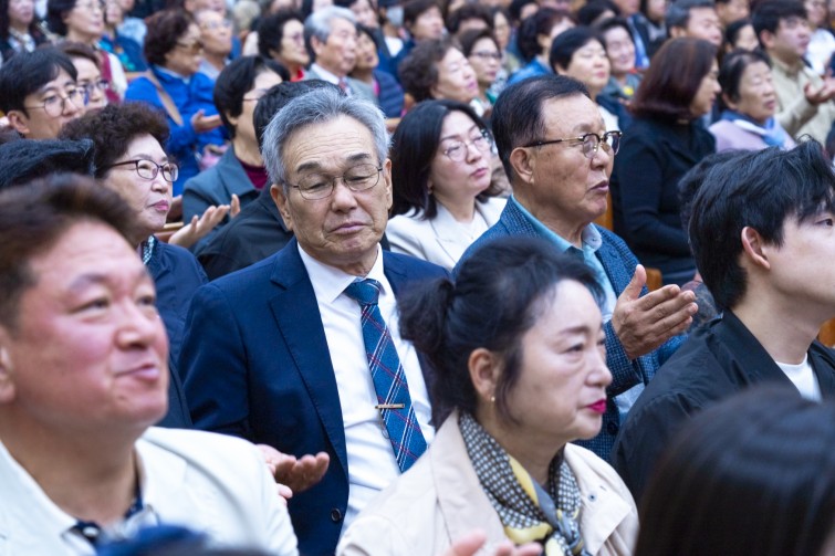 YTo1ODp7czo4OiJGaWxlTmFtZSI7czo0MDoiNjVlY2I3MjItMzI0NC00MTk4LTk4NjAtNTIwOWFmMDI4ODVlLmpwZyI7czoxMjoiRmlsZURhdGVUaW1lIjtpOjE3NjIyNDU4NjY7czo4OiJGaWxlU2l6ZSI7aToxNTE3NDQ4O3M6ODoiRmlsZVR5cGUiO2k6MjtzOjg6Ik1pbWVUeXBlIjtzOjEwOiJpbWFnZS9qcGVnIjtzOjEzOiJTZWN0aW9uc0ZvdW5kIjtzOjMwOiJBTllfVEFHLCBJRkQwLCBUSFVNQk5BSUwsIEVYSUYiO3M6ODoiQ09NUFVURUQiO2E6OTp7czo0OiJodG1sIjtzOjI2OiJ3aWR0aD0iMTc1MiIgaGVpZ2h0PSIxMTY4IiI7czo2OiJIZWlnaHQiO2k6MTE2ODtzOjU6IldpZHRoIjtpOjE3NTI7czo3OiJJc0NvbG9yIjtpOjE7czoxNzoiQnl0ZU9yZGVyTW90b3JvbGEiO2k6MDtzOjE1OiJBcGVydHVyZUZOdW1iZXIiO3M6NToiZi81LjYiO3M6OToiQ29weXJpZ2h0IjtzOjQ6IllBQkMiO3M6MTg6IlRodW1ibmFpbC5GaWxlVHlwZSI7aToyO3M6MTg6IlRodW1ibmFpbC5NaW1lVHlwZSI7czoxMDoiaW1hZ2UvanBlZyI7fXM6NDoiTWFrZSI7czo0OiJTT05ZIjtzOjU6Ik1vZGVsIjtzOjg6IklMQ0UtN000IjtzOjExOiJYUmVzb2x1dGlvbiI7czo1OiIyNDAvMSI7czoxMToiWVJlc29sdXRpb24iO3M6NToiMjQwLzEiO3M6MTQ6IlJlc29sdXRpb25Vbml0IjtpOjI7czo4OiJTb2Z0d2FyZSI7czo1MDoiQWRvYmUgUGhvdG9zaG9wIExpZ2h0cm9vbSBDbGFzc2ljIDE1LjAgKE1hY2ludG9zaCkiO3M6ODoiRGF0ZVRpbWUiO3M6MTk6IjIwMjU6MTE6MDQgMTc6NDM6NDIiO3M6NjoiQXJ0aXN0IjtzOjc6IllBQkNfU0ciO3M6OToiQ29weXJpZ2h0IjtzOjQ6IllBQkMiO3M6MTY6IkV4aWZfSUZEX1BvaW50ZXIiO2k6MjUyO3M6OToiVEhVTUJOQUlMIjthOjY6e3M6MTE6IkNvbXByZXNzaW9uIjtpOjY7czoxMToiWFJlc29sdXRpb24iO3M6NDoiNzIvMSI7czoxMToiWVJlc29sdXRpb24iO3M6NDoiNzIvMSI7czoxNDoiUmVzb2x1dGlvblVuaXQiO2k6MjtzOjIxOiJKUEVHSW50ZXJjaGFuZ2VGb3JtYXQiO2k6MTAzODtzOjI3OiJKUEVHSW50ZXJjaGFuZ2VGb3JtYXRMZW5ndGgiO2k6MjEyNDk7fXM6MTI6IkV4cG9zdXJlVGltZSI7czo0OiIxLzYwIjtzOjc6IkZOdW1iZXIiO3M6NToiNTYvMTAiO3M6MTU6IkV4cG9zdXJlUHJvZ3JhbSI7aToxO3M6MTU6IklTT1NwZWVkUmF0aW5ncyI7aTo2NDA7czoxOToiVW5kZWZpbmVkVGFnOjB4ODgzMCI7aToyO3M6MTk6IlVuZGVmaW5lZFRhZzoweDg4MzIiO2k6NjQwO3M6MTE6IkV4aWZWZXJzaW9uIjtzOjQ6IjAyMzIiO3M6MTY6IkRhdGVUaW1lT3JpZ2luYWwiO3M6MTk6IjIwMjU6MTA6MjYgMTA6Mjk6NTgiO3M6MTc6IkRhdGVUaW1lRGlnaXRpemVkIjtzOjE5OiIyMDI1OjEwOjI2IDEwOjI5OjU4IjtzOjE5OiJVbmRlZmluZWRUYWc6MHg5MDEwIjtzOjY6IiswOTowMCI7czoxOToiVW5kZWZpbmVkVGFnOjB4OTAxMSI7czo2OiIrMDk6MDAiO3M6MTk6IlVuZGVmaW5lZFRhZzoweDkwMTIiO3M6NjoiKzA5OjAwIjtzOjE3OiJTaHV0dGVyU3BlZWRWYWx1ZSI7czoxNToiNTkwNjg5MS8xMDAwMDAwIjtzOjEzOiJBcGVydHVyZVZhbHVlIjtzOjE1OiI0OTcwODU0LzEwMDAwMDAiO3M6MTU6IkJyaWdodG5lc3NWYWx1ZSI7czo5OiIyNTM0LzI1NjAiO3M6MTc6IkV4cG9zdXJlQmlhc1ZhbHVlIjtzOjQ6IjAvMTAiO3M6MTY6Ik1heEFwZXJ0dXJlVmFsdWUiO3M6ODoiMTAyNC8yNTYiO3M6MTI6Ik1ldGVyaW5nTW9kZSI7aTo1O3M6MTE6IkxpZ2h0U291cmNlIjtpOjI1NTtzOjU6IkZsYXNoIjtpOjE2O3M6MTE6IkZvY2FsTGVuZ3RoIjtzOjY6Ijg0MC8xMCI7czoxODoiU3ViU2VjVGltZU9yaWdpbmFsIjtzOjM6IjAxMCI7czoxOToiU3ViU2VjVGltZURpZ2l0aXplZCI7czozOiIwMTAiO3M6MTA6IkNvbG9yU3BhY2UiO2k6NjU1MzU7czoyMToiRm9jYWxQbGFuZVhSZXNvbHV0aW9uIjtzOjE0OiI2NDQ0OTMzOS8zMjc2OCI7czoyMToiRm9jYWxQbGFuZVlSZXNvbHV0aW9uIjtzOjE0OiI2NDQ0OTMzOS8zMjc2OCI7czoyNDoiRm9jYWxQbGFuZVJlc29sdXRpb25Vbml0IjtpOjM7czoxMDoiRmlsZVNvdXJjZSI7czoxOiIDIjtzOjk6IlNjZW5lVHlwZSI7czoxOiIBIjtzOjE0OiJDdXN0b21SZW5kZXJlZCI7aTowO3M6MTI6IkV4cG9zdXJlTW9kZSI7aToxO3M6MTI6IldoaXRlQmFsYW5jZSI7aToxO3M6MTY6IkRpZ2l0YWxab29tUmF0aW8iO3M6NToiMTYvMTYiO3M6MjE6IkZvY2FsTGVuZ3RoSW4zNW1tRmlsbSI7aTo4NDtzOjE2OiJTY2VuZUNhcHR1cmVUeXBlIjtpOjA7czo4OiJDb250cmFzdCI7aTowO3M6MTA6IlNhdHVyYXRpb24iO2k6MDtzOjk6IlNoYXJwbmVzcyI7aTowO3M6MTk6IlVuZGVmaW5lZFRhZzoweEE0MzIiO2E6NDp7aTowO3M6NjoiMjQwLzEwIjtpOjE7czo3OiIxMDUwLzEwIjtpOjI7czo1OiI0MC8xMCI7aTozO3M6NToiNDAvMTAiO31zOjE5OiJVbmRlZmluZWRUYWc6MHhBNDM0IjtzOjIwOiJGRSAyNC0xMDVtbSBGNCBHIE9TUyI7fQ==