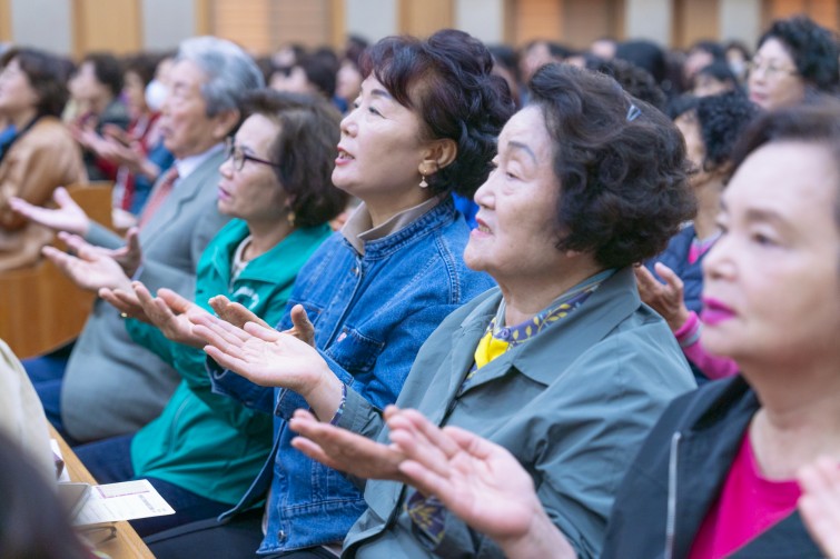 YTo1NDp7czo4OiJGaWxlTmFtZSI7czo0MDoiNmI4OTdlZTktYTkyNy00YzhkLWJhODktN2JjMWM4M2ZlNGZmLmpwZyI7czoxMjoiRmlsZURhdGVUaW1lIjtpOjE3NjIyNDU4NjY7czo4OiJGaWxlU2l6ZSI7aToxNzI2NTcyO3M6ODoiRmlsZVR5cGUiO2k6MjtzOjg6Ik1pbWVUeXBlIjtzOjEwOiJpbWFnZS9qcGVnIjtzOjEzOiJTZWN0aW9uc0ZvdW5kIjtzOjMwOiJBTllfVEFHLCBJRkQwLCBUSFVNQk5BSUwsIEVYSUYiO3M6ODoiQ09NUFVURUQiO2E6ODp7czo0OiJodG1sIjtzOjI2OiJ3aWR0aD0iMTkwMCIgaGVpZ2h0PSIxMjY3IiI7czo2OiJIZWlnaHQiO2k6MTI2NztzOjU6IldpZHRoIjtpOjE5MDA7czo3OiJJc0NvbG9yIjtpOjE7czoxNzoiQnl0ZU9yZGVyTW90b3JvbGEiO2k6MDtzOjE1OiJBcGVydHVyZUZOdW1iZXIiO3M6NToiZi8yLjgiO3M6MTg6IlRodW1ibmFpbC5GaWxlVHlwZSI7aToyO3M6MTg6IlRodW1ibmFpbC5NaW1lVHlwZSI7czoxMDoiaW1hZ2UvanBlZyI7fXM6NDoiTWFrZSI7czo0OiJTT05ZIjtzOjU6Ik1vZGVsIjtzOjk6IklMQ0UtN1JNMyI7czoxMToiWFJlc29sdXRpb24iO3M6NToiMjQwLzEiO3M6MTE6IllSZXNvbHV0aW9uIjtzOjU6IjI0MC8xIjtzOjE0OiJSZXNvbHV0aW9uVW5pdCI7aToyO3M6ODoiU29mdHdhcmUiO3M6NTA6IkFkb2JlIFBob3Rvc2hvcCBMaWdodHJvb20gQ2xhc3NpYyAxNS4wIChNYWNpbnRvc2gpIjtzOjg6IkRhdGVUaW1lIjtzOjE5OiIyMDI1OjExOjA0IDE3OjQzOjQ1IjtzOjE2OiJFeGlmX0lGRF9Qb2ludGVyIjtpOjIxNDtzOjk6IlRIVU1CTkFJTCI7YTo2OntzOjExOiJDb21wcmVzc2lvbiI7aTo2O3M6MTE6IlhSZXNvbHV0aW9uIjtzOjQ6IjcyLzEiO3M6MTE6IllSZXNvbHV0aW9uIjtzOjQ6IjcyLzEiO3M6MTQ6IlJlc29sdXRpb25Vbml0IjtpOjI7czoyMToiSlBFR0ludGVyY2hhbmdlRm9ybWF0IjtpOjk3NjtzOjI3OiJKUEVHSW50ZXJjaGFuZ2VGb3JtYXRMZW5ndGgiO2k6MTk1ODU7fXM6MTI6IkV4cG9zdXJlVGltZSI7czo1OiIxLzIwMCI7czo3OiJGTnVtYmVyIjtzOjU6IjI4LzEwIjtzOjE1OiJFeHBvc3VyZVByb2dyYW0iO2k6MTtzOjE1OiJJU09TcGVlZFJhdGluZ3MiO2k6NjQwO3M6MTk6IlVuZGVmaW5lZFRhZzoweDg4MzAiO2k6MjtzOjE5OiJVbmRlZmluZWRUYWc6MHg4ODMyIjtpOjY0MDtzOjExOiJFeGlmVmVyc2lvbiI7czo0OiIwMjMxIjtzOjE2OiJEYXRlVGltZU9yaWdpbmFsIjtzOjE5OiIyMDI1OjEwOjI2IDEwOjM0OjI1IjtzOjE3OiJEYXRlVGltZURpZ2l0aXplZCI7czoxOToiMjAyNToxMDoyNiAxMDozNDoyNSI7czoxOToiVW5kZWZpbmVkVGFnOjB4OTAxMCI7czo2OiIrMDk6MDAiO3M6MTk6IlVuZGVmaW5lZFRhZzoweDkwMTEiO3M6NjoiKzA5OjAwIjtzOjE5OiJVbmRlZmluZWRUYWc6MHg5MDEyIjtzOjY6IiswOTowMCI7czoxNzoiU2h1dHRlclNwZWVkVmFsdWUiO3M6MTU6Ijc2NDM4NTYvMTAwMDAwMCI7czoxMzoiQXBlcnR1cmVWYWx1ZSI7czoxNToiMjk3MDg1NC8xMDAwMDAwIjtzOjE1OiJCcmlnaHRuZXNzVmFsdWUiO3M6OToiMzYzNC8yNTYwIjtzOjE3OiJFeHBvc3VyZUJpYXNWYWx1ZSI7czo0OiIwLzEwIjtzOjE2OiJNYXhBcGVydHVyZVZhbHVlIjtzOjc6Ijc2MC8yNTYiO3M6MTI6Ik1ldGVyaW5nTW9kZSI7aTo1O3M6MTE6IkxpZ2h0U291cmNlIjtpOjA7czo1OiJGbGFzaCI7aToxNjtzOjExOiJGb2NhbExlbmd0aCI7czo2OiI2MDAvMTAiO3M6MTA6IkNvbG9yU3BhY2UiO2k6NjU1MzU7czoyMToiRm9jYWxQbGFuZVhSZXNvbHV0aW9uIjtzOjE0OiI3MDkyNDEzNC8zMjc2OCI7czoyMToiRm9jYWxQbGFuZVlSZXNvbHV0aW9uIjtzOjE0OiI3MDkyNDEzNC8zMjc2OCI7czoyNDoiRm9jYWxQbGFuZVJlc29sdXRpb25Vbml0IjtpOjM7czoxMDoiRmlsZVNvdXJjZSI7czoxOiIDIjtzOjk6IlNjZW5lVHlwZSI7czoxOiIBIjtzOjE0OiJDdXN0b21SZW5kZXJlZCI7aTowO3M6MTI6IkV4cG9zdXJlTW9kZSI7aToxO3M6MTI6IldoaXRlQmFsYW5jZSI7aTowO3M6MTY6IkRpZ2l0YWxab29tUmF0aW8iO3M6NToiMTYvMTYiO3M6MjE6IkZvY2FsTGVuZ3RoSW4zNW1tRmlsbSI7aTo2MDtzOjE2OiJTY2VuZUNhcHR1cmVUeXBlIjtpOjA7czo4OiJDb250cmFzdCI7aTowO3M6MTA6IlNhdHVyYXRpb24iO2k6MDtzOjk6IlNoYXJwbmVzcyI7aTowO3M6MTk6IlVuZGVmaW5lZFRhZzoweEE0MzIiO2E6NDp7aTowO3M6NjoiMjQwLzEwIjtpOjE7czo2OiI3MDAvMTAiO2k6MjtzOjU6IjI4LzEwIjtpOjM7czo1OiIyOC8xMCI7fXM6MTk6IlVuZGVmaW5lZFRhZzoweEE0MzQiO3M6MjE6IkZFIDI0LTcwbW0gRjIuOCBHTSBJSSI7fQ==