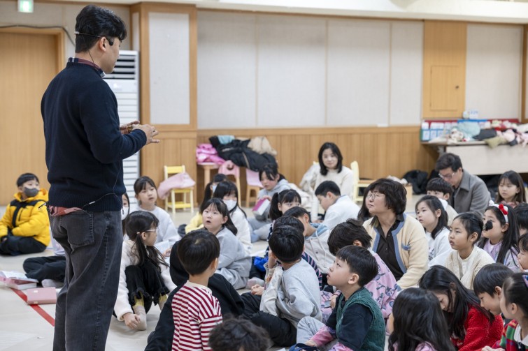 YTo1ODp7czo4OiJGaWxlTmFtZSI7czo0MDoiNzU0NTRlZjYtMWEzZS00NWM1LWI2ZmYtODdiMjk2ZTI4MmRjLmpwZyI7czoxMjoiRmlsZURhdGVUaW1lIjtpOjE3Njc2NjY1ODY7czo4OiJGaWxlU2l6ZSI7aToxMTUyODc1O3M6ODoiRmlsZVR5cGUiO2k6MjtzOjg6Ik1pbWVUeXBlIjtzOjEwOiJpbWFnZS9qcGVnIjtzOjEzOiJTZWN0aW9uc0ZvdW5kIjtzOjMwOiJBTllfVEFHLCBJRkQwLCBUSFVNQk5BSUwsIEVYSUYiO3M6ODoiQ09NUFVURUQiO2E6OTp7czo0OiJodG1sIjtzOjI2OiJ3aWR0aD0iMTY1NSIgaGVpZ2h0PSIxMTAzIiI7czo2OiJIZWlnaHQiO2k6MTEwMztzOjU6IldpZHRoIjtpOjE2NTU7czo3OiJJc0NvbG9yIjtpOjE7czoxNzoiQnl0ZU9yZGVyTW90b3JvbGEiO2k6MDtzOjE1OiJBcGVydHVyZUZOdW1iZXIiO3M6NToiZi8yLjgiO3M6OToiQ29weXJpZ2h0IjtzOjQ6IllBQkMiO3M6MTg6IlRodW1ibmFpbC5GaWxlVHlwZSI7aToyO3M6MTg6IlRodW1ibmFpbC5NaW1lVHlwZSI7czoxMDoiaW1hZ2UvanBlZyI7fXM6NDoiTWFrZSI7czo0OiJTT05ZIjtzOjU6Ik1vZGVsIjtzOjg6IklMQ0UtN000IjtzOjExOiJYUmVzb2x1dGlvbiI7czo1OiIyNDAvMSI7czoxMToiWVJlc29sdXRpb24iO3M6NToiMjQwLzEiO3M6MTQ6IlJlc29sdXRpb25Vbml0IjtpOjI7czo4OiJTb2Z0d2FyZSI7czo1MDoiQWRvYmUgUGhvdG9zaG9wIExpZ2h0cm9vbSBDbGFzc2ljIDE1LjEgKE1hY2ludG9zaCkiO3M6ODoiRGF0ZVRpbWUiO3M6MTk6IjIwMjY6MDE6MDYgMTE6MjY6MjkiO3M6NjoiQXJ0aXN0IjtzOjc6IllBQkNfU0ciO3M6OToiQ29weXJpZ2h0IjtzOjQ6IllBQkMiO3M6MTY6IkV4aWZfSUZEX1BvaW50ZXIiO2k6MjUyO3M6OToiVEhVTUJOQUlMIjthOjY6e3M6MTE6IkNvbXByZXNzaW9uIjtpOjY7czoxMToiWFJlc29sdXRpb24iO3M6NDoiNzIvMSI7czoxMToiWVJlc29sdXRpb24iO3M6NDoiNzIvMSI7czoxNDoiUmVzb2x1dGlvblVuaXQiO2k6MjtzOjIxOiJKUEVHSW50ZXJjaGFuZ2VGb3JtYXQiO2k6MTAzODtzOjI3OiJKUEVHSW50ZXJjaGFuZ2VGb3JtYXRMZW5ndGgiO2k6MTgzNDU7fXM6MTI6IkV4cG9zdXJlVGltZSI7czo1OiIxLzEwMCI7czo3OiJGTnVtYmVyIjtzOjU6IjI4LzEwIjtzOjE1OiJFeHBvc3VyZVByb2dyYW0iO2k6MTtzOjE1OiJJU09TcGVlZFJhdGluZ3MiO2k6MzIwO3M6MTk6IlVuZGVmaW5lZFRhZzoweDg4MzAiO2k6MjtzOjE5OiJVbmRlZmluZWRUYWc6MHg4ODMyIjtpOjMyMDtzOjExOiJFeGlmVmVyc2lvbiI7czo0OiIwMjMyIjtzOjE2OiJEYXRlVGltZU9yaWdpbmFsIjtzOjE5OiIyMDI2OjAxOjA0IDExOjU5OjE3IjtzOjE3OiJEYXRlVGltZURpZ2l0aXplZCI7czoxOToiMjAyNjowMTowNCAxMTo1OToxNyI7czoxOToiVW5kZWZpbmVkVGFnOjB4OTAxMCI7czo2OiIrMDk6MDAiO3M6MTk6IlVuZGVmaW5lZFRhZzoweDkwMTEiO3M6NjoiKzA5OjAwIjtzOjE5OiJVbmRlZmluZWRUYWc6MHg5MDEyIjtzOjY6IiswOTowMCI7czoxNzoiU2h1dHRlclNwZWVkVmFsdWUiO3M6MTU6IjY2NDM4NTYvMTAwMDAwMCI7czoxMzoiQXBlcnR1cmVWYWx1ZSI7czoxNToiMjk3MDg1NC8xMDAwMDAwIjtzOjE1OiJCcmlnaHRuZXNzVmFsdWUiO3M6OToiNzMzNC8yNTYwIjtzOjE3OiJFeHBvc3VyZUJpYXNWYWx1ZSI7czo0OiIwLzEwIjtzOjE2OiJNYXhBcGVydHVyZVZhbHVlIjtzOjc6Ijc2MC8yNTYiO3M6MTI6Ik1ldGVyaW5nTW9kZSI7aTo1O3M6MTE6IkxpZ2h0U291cmNlIjtpOjA7czo1OiJGbGFzaCI7aToxNjtzOjExOiJGb2NhbExlbmd0aCI7czo2OiI1ODAvMTAiO3M6MTg6IlN1YlNlY1RpbWVPcmlnaW5hbCI7czozOiIxOTUiO3M6MTk6IlN1YlNlY1RpbWVEaWdpdGl6ZWQiO3M6MzoiMTk1IjtzOjEwOiJDb2xvclNwYWNlIjtpOjY1NTM1O3M6MjE6IkZvY2FsUGxhbmVYUmVzb2x1dGlvbiI7czoxNDoiNjQ0NDkzMzkvMzI3NjgiO3M6MjE6IkZvY2FsUGxhbmVZUmVzb2x1dGlvbiI7czoxNDoiNjQ0NDkzMzkvMzI3NjgiO3M6MjQ6IkZvY2FsUGxhbmVSZXNvbHV0aW9uVW5pdCI7aTozO3M6MTA6IkZpbGVTb3VyY2UiO3M6MToiAyI7czo5OiJTY2VuZVR5cGUiO3M6MToiASI7czoxNDoiQ3VzdG9tUmVuZGVyZWQiO2k6MDtzOjEyOiJFeHBvc3VyZU1vZGUiO2k6MTtzOjEyOiJXaGl0ZUJhbGFuY2UiO2k6MDtzOjE2OiJEaWdpdGFsWm9vbVJhdGlvIjtzOjU6IjE2LzE2IjtzOjIxOiJGb2NhbExlbmd0aEluMzVtbUZpbG0iO2k6NTg7czoxNjoiU2NlbmVDYXB0dXJlVHlwZSI7aTowO3M6ODoiQ29udHJhc3QiO2k6MDtzOjEwOiJTYXR1cmF0aW9uIjtpOjA7czo5OiJTaGFycG5lc3MiO2k6MDtzOjE5OiJVbmRlZmluZWRUYWc6MHhBNDMyIjthOjQ6e2k6MDtzOjY6IjI0MC8xMCI7aToxO3M6NjoiNzAwLzEwIjtpOjI7czo1OiIyOC8xMCI7aTozO3M6NToiMjgvMTAiO31zOjE5OiJVbmRlZmluZWRUYWc6MHhBNDM0IjtzOjIxOiJGRSAyNC03MG1tIEYyLjggR00gSUkiO30=