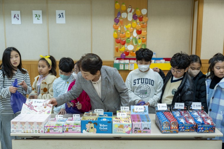 YTo1ODp7czo4OiJGaWxlTmFtZSI7czo0MDoiNzc1MzRjNGItNjFjMC00NWNhLTk4OTgtZjg0MDU4OTJjMTVhLmpwZyI7czoxMjoiRmlsZURhdGVUaW1lIjtpOjE3NjQzMTgxMDI7czo4OiJGaWxlU2l6ZSI7aToxNTk3MjM1O3M6ODoiRmlsZVR5cGUiO2k6MjtzOjg6Ik1pbWVUeXBlIjtzOjEwOiJpbWFnZS9qcGVnIjtzOjEzOiJTZWN0aW9uc0ZvdW5kIjtzOjMwOiJBTllfVEFHLCBJRkQwLCBUSFVNQk5BSUwsIEVYSUYiO3M6ODoiQ09NUFVURUQiO2E6OTp7czo0OiJodG1sIjtzOjI2OiJ3aWR0aD0iMTcyMiIgaGVpZ2h0PSIxMTQ4IiI7czo2OiJIZWlnaHQiO2k6MTE0ODtzOjU6IldpZHRoIjtpOjE3MjI7czo3OiJJc0NvbG9yIjtpOjE7czoxNzoiQnl0ZU9yZGVyTW90b3JvbGEiO2k6MDtzOjE1OiJBcGVydHVyZUZOdW1iZXIiO3M6NToiZi8zLjIiO3M6OToiQ29weXJpZ2h0IjtzOjQ6IllBQkMiO3M6MTg6IlRodW1ibmFpbC5GaWxlVHlwZSI7aToyO3M6MTg6IlRodW1ibmFpbC5NaW1lVHlwZSI7czoxMDoiaW1hZ2UvanBlZyI7fXM6NDoiTWFrZSI7czo0OiJTT05ZIjtzOjU6Ik1vZGVsIjtzOjg6IklMQ0UtN000IjtzOjExOiJYUmVzb2x1dGlvbiI7czo1OiIyNDAvMSI7czoxMToiWVJlc29sdXRpb24iO3M6NToiMjQwLzEiO3M6MTQ6IlJlc29sdXRpb25Vbml0IjtpOjI7czo4OiJTb2Z0d2FyZSI7czo1MjoiQWRvYmUgUGhvdG9zaG9wIExpZ2h0cm9vbSBDbGFzc2ljIDE1LjAuMSAoTWFjaW50b3NoKSI7czo4OiJEYXRlVGltZSI7czoxOToiMjAyNToxMToyOCAxNzoxNTozOSI7czo2OiJBcnRpc3QiO3M6NzoiWUFCQ19TRyI7czo5OiJDb3B5cmlnaHQiO3M6NDoiWUFCQyI7czoxNjoiRXhpZl9JRkRfUG9pbnRlciI7aToyNTQ7czo5OiJUSFVNQk5BSUwiO2E6Njp7czoxMToiQ29tcHJlc3Npb24iO2k6NjtzOjExOiJYUmVzb2x1dGlvbiI7czo0OiI3Mi8xIjtzOjExOiJZUmVzb2x1dGlvbiI7czo0OiI3Mi8xIjtzOjE0OiJSZXNvbHV0aW9uVW5pdCI7aToyO3M6MjE6IkpQRUdJbnRlcmNoYW5nZUZvcm1hdCI7aToxMDQwO3M6Mjc6IkpQRUdJbnRlcmNoYW5nZUZvcm1hdExlbmd0aCI7aToxODQ5Nzt9czoxMjoiRXhwb3N1cmVUaW1lIjtzOjU6IjEvMTI1IjtzOjc6IkZOdW1iZXIiO3M6NToiMzIvMTAiO3M6MTU6IkV4cG9zdXJlUHJvZ3JhbSI7aToxO3M6MTU6IklTT1NwZWVkUmF0aW5ncyI7aTo2NDA7czoxOToiVW5kZWZpbmVkVGFnOjB4ODgzMCI7aToyO3M6MTk6IlVuZGVmaW5lZFRhZzoweDg4MzIiO2k6NjQwO3M6MTE6IkV4aWZWZXJzaW9uIjtzOjQ6IjAyMzIiO3M6MTY6IkRhdGVUaW1lT3JpZ2luYWwiO3M6MTk6IjIwMjU6MTE6MjMgMTI6MjU6MjAiO3M6MTc6IkRhdGVUaW1lRGlnaXRpemVkIjtzOjE5OiIyMDI1OjExOjIzIDEyOjI1OjIwIjtzOjE5OiJVbmRlZmluZWRUYWc6MHg5MDEwIjtzOjY6IiswOTowMCI7czoxOToiVW5kZWZpbmVkVGFnOjB4OTAxMSI7czo2OiIrMDk6MDAiO3M6MTk6IlVuZGVmaW5lZFRhZzoweDkwMTIiO3M6NjoiKzA5OjAwIjtzOjE3OiJTaHV0dGVyU3BlZWRWYWx1ZSI7czoxNToiNjk2NTc4NC8xMDAwMDAwIjtzOjEzOiJBcGVydHVyZVZhbHVlIjtzOjE1OiIzMzU2MTQ0LzEwMDAwMDAiO3M6MTU6IkJyaWdodG5lc3NWYWx1ZSI7czo5OiI4NzI0LzI1NjAiO3M6MTc6IkV4cG9zdXJlQmlhc1ZhbHVlIjtzOjQ6IjAvMTAiO3M6MTY6Ik1heEFwZXJ0dXJlVmFsdWUiO3M6NzoiNzYwLzI1NiI7czoxMjoiTWV0ZXJpbmdNb2RlIjtpOjU7czoxMToiTGlnaHRTb3VyY2UiO2k6MDtzOjU6IkZsYXNoIjtpOjE2O3M6MTE6IkZvY2FsTGVuZ3RoIjtzOjY6IjM4MC8xMCI7czoxODoiU3ViU2VjVGltZU9yaWdpbmFsIjtzOjM6IjI1NSI7czoxOToiU3ViU2VjVGltZURpZ2l0aXplZCI7czozOiIyNTUiO3M6MTA6IkNvbG9yU3BhY2UiO2k6NjU1MzU7czoyMToiRm9jYWxQbGFuZVhSZXNvbHV0aW9uIjtzOjE0OiI2NDQ0OTMzOS8zMjc2OCI7czoyMToiRm9jYWxQbGFuZVlSZXNvbHV0aW9uIjtzOjE0OiI2NDQ0OTMzOS8zMjc2OCI7czoyNDoiRm9jYWxQbGFuZVJlc29sdXRpb25Vbml0IjtpOjM7czoxMDoiRmlsZVNvdXJjZSI7czoxOiIDIjtzOjk6IlNjZW5lVHlwZSI7czoxOiIBIjtzOjE0OiJDdXN0b21SZW5kZXJlZCI7aTowO3M6MTI6IkV4cG9zdXJlTW9kZSI7aToxO3M6MTI6IldoaXRlQmFsYW5jZSI7aToxO3M6MTY6IkRpZ2l0YWxab29tUmF0aW8iO3M6NToiMTYvMTYiO3M6MjE6IkZvY2FsTGVuZ3RoSW4zNW1tRmlsbSI7aTozODtzOjE2OiJTY2VuZUNhcHR1cmVUeXBlIjtpOjA7czo4OiJDb250cmFzdCI7aTowO3M6MTA6IlNhdHVyYXRpb24iO2k6MDtzOjk6IlNoYXJwbmVzcyI7aTowO3M6MTk6IlVuZGVmaW5lZFRhZzoweEE0MzIiO2E6NDp7aTowO3M6NjoiMjQwLzEwIjtpOjE7czo2OiI3MDAvMTAiO2k6MjtzOjU6IjI4LzEwIjtpOjM7czo1OiIyOC8xMCI7fXM6MTk6IlVuZGVmaW5lZFRhZzoweEE0MzQiO3M6MjE6IkZFIDI0LTcwbW0gRjIuOCBHTSBJSSI7fQ==