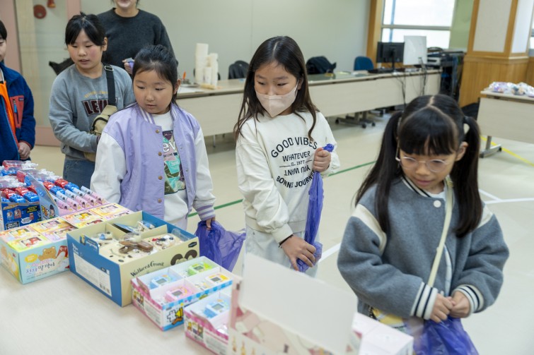 YTo1ODp7czo4OiJGaWxlTmFtZSI7czo0MDoiN2ExNzVmZmEtMmZkZi00NjEyLWJkYjAtYzdmZjZiMTVlMzUwLmpwZyI7czoxMjoiRmlsZURhdGVUaW1lIjtpOjE3NjQzMTgxMDE7czo4OiJGaWxlU2l6ZSI7aToxMjQ0NTg5O3M6ODoiRmlsZVR5cGUiO2k6MjtzOjg6Ik1pbWVUeXBlIjtzOjEwOiJpbWFnZS9qcGVnIjtzOjEzOiJTZWN0aW9uc0ZvdW5kIjtzOjMwOiJBTllfVEFHLCBJRkQwLCBUSFVNQk5BSUwsIEVYSUYiO3M6ODoiQ09NUFVURUQiO2E6OTp7czo0OiJodG1sIjtzOjI2OiJ3aWR0aD0iMTc1MiIgaGVpZ2h0PSIxMTY4IiI7czo2OiJIZWlnaHQiO2k6MTE2ODtzOjU6IldpZHRoIjtpOjE3NTI7czo3OiJJc0NvbG9yIjtpOjE7czoxNzoiQnl0ZU9yZGVyTW90b3JvbGEiO2k6MDtzOjE1OiJBcGVydHVyZUZOdW1iZXIiO3M6NToiZi8zLjIiO3M6OToiQ29weXJpZ2h0IjtzOjQ6IllBQkMiO3M6MTg6IlRodW1ibmFpbC5GaWxlVHlwZSI7aToyO3M6MTg6IlRodW1ibmFpbC5NaW1lVHlwZSI7czoxMDoiaW1hZ2UvanBlZyI7fXM6NDoiTWFrZSI7czo0OiJTT05ZIjtzOjU6Ik1vZGVsIjtzOjg6IklMQ0UtN000IjtzOjExOiJYUmVzb2x1dGlvbiI7czo1OiIyNDAvMSI7czoxMToiWVJlc29sdXRpb24iO3M6NToiMjQwLzEiO3M6MTQ6IlJlc29sdXRpb25Vbml0IjtpOjI7czo4OiJTb2Z0d2FyZSI7czo1MjoiQWRvYmUgUGhvdG9zaG9wIExpZ2h0cm9vbSBDbGFzc2ljIDE1LjAuMSAoTWFjaW50b3NoKSI7czo4OiJEYXRlVGltZSI7czoxOToiMjAyNToxMToyOCAxNzoxNTozNCI7czo2OiJBcnRpc3QiO3M6NzoiWUFCQ19TRyI7czo5OiJDb3B5cmlnaHQiO3M6NDoiWUFCQyI7czoxNjoiRXhpZl9JRkRfUG9pbnRlciI7aToyNTQ7czo5OiJUSFVNQk5BSUwiO2E6Njp7czoxMToiQ29tcHJlc3Npb24iO2k6NjtzOjExOiJYUmVzb2x1dGlvbiI7czo0OiI3Mi8xIjtzOjExOiJZUmVzb2x1dGlvbiI7czo0OiI3Mi8xIjtzOjE0OiJSZXNvbHV0aW9uVW5pdCI7aToyO3M6MjE6IkpQRUdJbnRlcmNoYW5nZUZvcm1hdCI7aToxMDQwO3M6Mjc6IkpQRUdJbnRlcmNoYW5nZUZvcm1hdExlbmd0aCI7aToxODQ1Njt9czoxMjoiRXhwb3N1cmVUaW1lIjtzOjU6IjEvMTI1IjtzOjc6IkZOdW1iZXIiO3M6NToiMzIvMTAiO3M6MTU6IkV4cG9zdXJlUHJvZ3JhbSI7aToxO3M6MTU6IklTT1NwZWVkUmF0aW5ncyI7aTo2NDA7czoxOToiVW5kZWZpbmVkVGFnOjB4ODgzMCI7aToyO3M6MTk6IlVuZGVmaW5lZFRhZzoweDg4MzIiO2k6NjQwO3M6MTE6IkV4aWZWZXJzaW9uIjtzOjQ6IjAyMzIiO3M6MTY6IkRhdGVUaW1lT3JpZ2luYWwiO3M6MTk6IjIwMjU6MTE6MjMgMTI6MjE6MzYiO3M6MTc6IkRhdGVUaW1lRGlnaXRpemVkIjtzOjE5OiIyMDI1OjExOjIzIDEyOjIxOjM2IjtzOjE5OiJVbmRlZmluZWRUYWc6MHg5MDEwIjtzOjY6IiswOTowMCI7czoxOToiVW5kZWZpbmVkVGFnOjB4OTAxMSI7czo2OiIrMDk6MDAiO3M6MTk6IlVuZGVmaW5lZFRhZzoweDkwMTIiO3M6NjoiKzA5OjAwIjtzOjE3OiJTaHV0dGVyU3BlZWRWYWx1ZSI7czoxNToiNjk2NTc4NC8xMDAwMDAwIjtzOjEzOiJBcGVydHVyZVZhbHVlIjtzOjE1OiIzMzU2MTQ0LzEwMDAwMDAiO3M6MTU6IkJyaWdodG5lc3NWYWx1ZSI7czo5OiI5ODQ0LzI1NjAiO3M6MTc6IkV4cG9zdXJlQmlhc1ZhbHVlIjtzOjQ6IjAvMTAiO3M6MTY6Ik1heEFwZXJ0dXJlVmFsdWUiO3M6NzoiNzYwLzI1NiI7czoxMjoiTWV0ZXJpbmdNb2RlIjtpOjU7czoxMToiTGlnaHRTb3VyY2UiO2k6MDtzOjU6IkZsYXNoIjtpOjE2O3M6MTE6IkZvY2FsTGVuZ3RoIjtzOjY6IjM1MC8xMCI7czoxODoiU3ViU2VjVGltZU9yaWdpbmFsIjtzOjM6IjAwNiI7czoxOToiU3ViU2VjVGltZURpZ2l0aXplZCI7czozOiIwMDYiO3M6MTA6IkNvbG9yU3BhY2UiO2k6NjU1MzU7czoyMToiRm9jYWxQbGFuZVhSZXNvbHV0aW9uIjtzOjE0OiI2NDQ0OTMzOS8zMjc2OCI7czoyMToiRm9jYWxQbGFuZVlSZXNvbHV0aW9uIjtzOjE0OiI2NDQ0OTMzOS8zMjc2OCI7czoyNDoiRm9jYWxQbGFuZVJlc29sdXRpb25Vbml0IjtpOjM7czoxMDoiRmlsZVNvdXJjZSI7czoxOiIDIjtzOjk6IlNjZW5lVHlwZSI7czoxOiIBIjtzOjE0OiJDdXN0b21SZW5kZXJlZCI7aTowO3M6MTI6IkV4cG9zdXJlTW9kZSI7aToxO3M6MTI6IldoaXRlQmFsYW5jZSI7aToxO3M6MTY6IkRpZ2l0YWxab29tUmF0aW8iO3M6NToiMTYvMTYiO3M6MjE6IkZvY2FsTGVuZ3RoSW4zNW1tRmlsbSI7aTozNTtzOjE2OiJTY2VuZUNhcHR1cmVUeXBlIjtpOjA7czo4OiJDb250cmFzdCI7aTowO3M6MTA6IlNhdHVyYXRpb24iO2k6MDtzOjk6IlNoYXJwbmVzcyI7aTowO3M6MTk6IlVuZGVmaW5lZFRhZzoweEE0MzIiO2E6NDp7aTowO3M6NjoiMjQwLzEwIjtpOjE7czo2OiI3MDAvMTAiO2k6MjtzOjU6IjI4LzEwIjtpOjM7czo1OiIyOC8xMCI7fXM6MTk6IlVuZGVmaW5lZFRhZzoweEE0MzQiO3M6MjE6IkZFIDI0LTcwbW0gRjIuOCBHTSBJSSI7fQ==