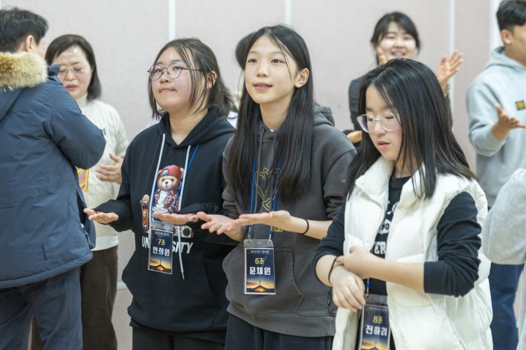 YTo1ODp7czo4OiJGaWxlTmFtZSI7czo0MDoiN2M4MzYzNmEtZjQ2NC00MzQxLTg2OWQtMTcxYTJjOGYwYTY0LmpwZyI7czoxMjoiRmlsZURhdGVUaW1lIjtpOjE3NzA3MDQzMjg7czo4OiJGaWxlU2l6ZSI7aToxNDE0MDk4O3M6ODoiRmlsZVR5cGUiO2k6MjtzOjg6Ik1pbWVUeXBlIjtzOjEwOiJpbWFnZS9qcGVnIjtzOjEzOiJTZWN0aW9uc0ZvdW5kIjtzOjMwOiJBTllfVEFHLCBJRkQwLCBUSFVNQk5BSUwsIEVYSUYiO3M6ODoiQ09NUFVURUQiO2E6OTp7czo0OiJodG1sIjtzOjI2OiJ3aWR0aD0iMTc1MiIgaGVpZ2h0PSIxMTY4IiI7czo2OiJIZWlnaHQiO2k6MTE2ODtzOjU6IldpZHRoIjtpOjE3NTI7czo3OiJJc0NvbG9yIjtpOjE7czoxNzoiQnl0ZU9yZGVyTW90b3JvbGEiO2k6MDtzOjE1OiJBcGVydHVyZUZOdW1iZXIiO3M6NToiZi81LjAiO3M6OToiQ29weXJpZ2h0IjtzOjQ6IllBQkMiO3M6MTg6IlRodW1ibmFpbC5GaWxlVHlwZSI7aToyO3M6MTg6IlRodW1ibmFpbC5NaW1lVHlwZSI7czoxMDoiaW1hZ2UvanBlZyI7fXM6NDoiTWFrZSI7czo0OiJTT05ZIjtzOjU6Ik1vZGVsIjtzOjg6IklMQ0UtN000IjtzOjExOiJYUmVzb2x1dGlvbiI7czo1OiIyNDAvMSI7czoxMToiWVJlc29sdXRpb24iO3M6NToiMjQwLzEiO3M6MTQ6IlJlc29sdXRpb25Vbml0IjtpOjI7czo4OiJTb2Z0d2FyZSI7czo1MjoiQWRvYmUgUGhvdG9zaG9wIExpZ2h0cm9vbSBDbGFzc2ljIDE1LjEuMSAoTWFjaW50b3NoKSI7czo4OiJEYXRlVGltZSI7czoxOToiMjAyNjowMjoxMCAxNDo1MjoyNiI7czo2OiJBcnRpc3QiO3M6NzoiWUFCQ19TRyI7czo5OiJDb3B5cmlnaHQiO3M6NDoiWUFCQyI7czoxNjoiRXhpZl9JRkRfUG9pbnRlciI7aToyNTQ7czo5OiJUSFVNQk5BSUwiO2E6Njp7czoxMToiQ29tcHJlc3Npb24iO2k6NjtzOjExOiJYUmVzb2x1dGlvbiI7czo0OiI3Mi8xIjtzOjExOiJZUmVzb2x1dGlvbiI7czo0OiI3Mi8xIjtzOjE0OiJSZXNvbHV0aW9uVW5pdCI7aToyO3M6MjE6IkpQRUdJbnRlcmNoYW5nZUZvcm1hdCI7aToxMDQwO3M6Mjc6IkpQRUdJbnRlcmNoYW5nZUZvcm1hdExlbmd0aCI7aToxNjc3Nzt9czoxMjoiRXhwb3N1cmVUaW1lIjtzOjU6IjEvMTI1IjtzOjc6IkZOdW1iZXIiO3M6MzoiNS8xIjtzOjE1OiJFeHBvc3VyZVByb2dyYW0iO2k6MTtzOjE1OiJJU09TcGVlZFJhdGluZ3MiO2k6ODAwO3M6MTk6IlVuZGVmaW5lZFRhZzoweDg4MzAiO2k6MjtzOjE5OiJVbmRlZmluZWRUYWc6MHg4ODMyIjtpOjgwMDtzOjExOiJFeGlmVmVyc2lvbiI7czo0OiIwMjMyIjtzOjE2OiJEYXRlVGltZU9yaWdpbmFsIjtzOjE5OiIyMDI2OjAyOjA4IDE5OjM2OjUxIjtzOjE3OiJEYXRlVGltZURpZ2l0aXplZCI7czoxOToiMjAyNjowMjowOCAxOTozNjo1MSI7czoxOToiVW5kZWZpbmVkVGFnOjB4OTAxMCI7czo2OiIrMDk6MDAiO3M6MTk6IlVuZGVmaW5lZFRhZzoweDkwMTEiO3M6NjoiKzA5OjAwIjtzOjE5OiJVbmRlZmluZWRUYWc6MHg5MDEyIjtzOjY6IiswOTowMCI7czoxNzoiU2h1dHRlclNwZWVkVmFsdWUiO3M6MTU6IjY5NjU3ODQvMTAwMDAwMCI7czoxMzoiQXBlcnR1cmVWYWx1ZSI7czoxNToiNDY0Mzg1Ni8xMDAwMDAwIjtzOjE1OiJCcmlnaHRuZXNzVmFsdWUiO3M6OToiMzIxNC8yNTYwIjtzOjE3OiJFeHBvc3VyZUJpYXNWYWx1ZSI7czo0OiIwLzEwIjtzOjE2OiJNYXhBcGVydHVyZVZhbHVlIjtzOjg6IjEwMjQvMjU2IjtzOjEyOiJNZXRlcmluZ01vZGUiO2k6NTtzOjExOiJMaWdodFNvdXJjZSI7aTowO3M6NToiRmxhc2giO2k6MTY7czoxMToiRm9jYWxMZW5ndGgiO3M6NzoiMTEzMC8xMCI7czoxODoiU3ViU2VjVGltZU9yaWdpbmFsIjtzOjM6IjM5NCI7czoxOToiU3ViU2VjVGltZURpZ2l0aXplZCI7czozOiIzOTQiO3M6MTA6IkNvbG9yU3BhY2UiO2k6NjU1MzU7czoyMToiRm9jYWxQbGFuZVhSZXNvbHV0aW9uIjtzOjE0OiI2NDQ0OTMzOS8zMjc2OCI7czoyMToiRm9jYWxQbGFuZVlSZXNvbHV0aW9uIjtzOjE0OiI2NDQ0OTMzOS8zMjc2OCI7czoyNDoiRm9jYWxQbGFuZVJlc29sdXRpb25Vbml0IjtpOjM7czoxMDoiRmlsZVNvdXJjZSI7czoxOiIDIjtzOjk6IlNjZW5lVHlwZSI7czoxOiIBIjtzOjE0OiJDdXN0b21SZW5kZXJlZCI7aTowO3M6MTI6IkV4cG9zdXJlTW9kZSI7aToxO3M6MTI6IldoaXRlQmFsYW5jZSI7aTowO3M6MTY6IkRpZ2l0YWxab29tUmF0aW8iO3M6NToiMTYvMTYiO3M6MjE6IkZvY2FsTGVuZ3RoSW4zNW1tRmlsbSI7aToxMTM7czoxNjoiU2NlbmVDYXB0dXJlVHlwZSI7aTowO3M6ODoiQ29udHJhc3QiO2k6MTtzOjEwOiJTYXR1cmF0aW9uIjtpOjE7czo5OiJTaGFycG5lc3MiO2k6MDtzOjE5OiJVbmRlZmluZWRUYWc6MHhBNDMyIjthOjQ6e2k6MDtzOjY6IjcwMC8xMCI7aToxO3M6NzoiMjAwMC8xMCI7aToyO3M6NToiNDAvMTAiO2k6MztzOjU6IjQwLzEwIjt9czoxOToiVW5kZWZpbmVkVGFnOjB4QTQzNCI7czoyMDoiRkUgNzAtMjAwbW0gRjQgRyBPU1MiO30=