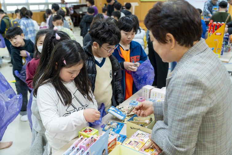 YTo1ODp7czo4OiJGaWxlTmFtZSI7czo0MDoiODYzN2ZhMGItOWFmNy00ZmIxLWE2NmEtMmQ2NDIyOTYxMzAwLmpwZyI7czoxMjoiRmlsZURhdGVUaW1lIjtpOjE3NjQzMTgxMDM7czo4OiJGaWxlU2l6ZSI7aToxNTI4NTE0O3M6ODoiRmlsZVR5cGUiO2k6MjtzOjg6Ik1pbWVUeXBlIjtzOjEwOiJpbWFnZS9qcGVnIjtzOjEzOiJTZWN0aW9uc0ZvdW5kIjtzOjMwOiJBTllfVEFHLCBJRkQwLCBUSFVNQk5BSUwsIEVYSUYiO3M6ODoiQ09NUFVURUQiO2E6OTp7czo0OiJodG1sIjtzOjI2OiJ3aWR0aD0iMTc1MiIgaGVpZ2h0PSIxMTY4IiI7czo2OiJIZWlnaHQiO2k6MTE2ODtzOjU6IldpZHRoIjtpOjE3NTI7czo3OiJJc0NvbG9yIjtpOjE7czoxNzoiQnl0ZU9yZGVyTW90b3JvbGEiO2k6MDtzOjE1OiJBcGVydHVyZUZOdW1iZXIiO3M6NToiZi8zLjIiO3M6OToiQ29weXJpZ2h0IjtzOjQ6IllBQkMiO3M6MTg6IlRodW1ibmFpbC5GaWxlVHlwZSI7aToyO3M6MTg6IlRodW1ibmFpbC5NaW1lVHlwZSI7czoxMDoiaW1hZ2UvanBlZyI7fXM6NDoiTWFrZSI7czo0OiJTT05ZIjtzOjU6Ik1vZGVsIjtzOjg6IklMQ0UtN000IjtzOjExOiJYUmVzb2x1dGlvbiI7czo1OiIyNDAvMSI7czoxMToiWVJlc29sdXRpb24iO3M6NToiMjQwLzEiO3M6MTQ6IlJlc29sdXRpb25Vbml0IjtpOjI7czo4OiJTb2Z0d2FyZSI7czo1MjoiQWRvYmUgUGhvdG9zaG9wIExpZ2h0cm9vbSBDbGFzc2ljIDE1LjAuMSAoTWFjaW50b3NoKSI7czo4OiJEYXRlVGltZSI7czoxOToiMjAyNToxMToyOCAxNzoxNTo0NiI7czo2OiJBcnRpc3QiO3M6NzoiWUFCQ19TRyI7czo5OiJDb3B5cmlnaHQiO3M6NDoiWUFCQyI7czoxNjoiRXhpZl9JRkRfUG9pbnRlciI7aToyNTQ7czo5OiJUSFVNQk5BSUwiO2E6Njp7czoxMToiQ29tcHJlc3Npb24iO2k6NjtzOjExOiJYUmVzb2x1dGlvbiI7czo0OiI3Mi8xIjtzOjExOiJZUmVzb2x1dGlvbiI7czo0OiI3Mi8xIjtzOjE0OiJSZXNvbHV0aW9uVW5pdCI7aToyO3M6MjE6IkpQRUdJbnRlcmNoYW5nZUZvcm1hdCI7aToxMDQwO3M6Mjc6IkpQRUdJbnRlcmNoYW5nZUZvcm1hdExlbmd0aCI7aToyMTI5Mjt9czoxMjoiRXhwb3N1cmVUaW1lIjtzOjU6IjEvMTI1IjtzOjc6IkZOdW1iZXIiO3M6NToiMzIvMTAiO3M6MTU6IkV4cG9zdXJlUHJvZ3JhbSI7aToxO3M6MTU6IklTT1NwZWVkUmF0aW5ncyI7aTo2NDA7czoxOToiVW5kZWZpbmVkVGFnOjB4ODgzMCI7aToyO3M6MTk6IlVuZGVmaW5lZFRhZzoweDg4MzIiO2k6NjQwO3M6MTE6IkV4aWZWZXJzaW9uIjtzOjQ6IjAyMzIiO3M6MTY6IkRhdGVUaW1lT3JpZ2luYWwiO3M6MTk6IjIwMjU6MTE6MjMgMTI6Mjg6MDIiO3M6MTc6IkRhdGVUaW1lRGlnaXRpemVkIjtzOjE5OiIyMDI1OjExOjIzIDEyOjI4OjAyIjtzOjE5OiJVbmRlZmluZWRUYWc6MHg5MDEwIjtzOjY6IiswOTowMCI7czoxOToiVW5kZWZpbmVkVGFnOjB4OTAxMSI7czo2OiIrMDk6MDAiO3M6MTk6IlVuZGVmaW5lZFRhZzoweDkwMTIiO3M6NjoiKzA5OjAwIjtzOjE3OiJTaHV0dGVyU3BlZWRWYWx1ZSI7czoxNToiNjk2NTc4NC8xMDAwMDAwIjtzOjEzOiJBcGVydHVyZVZhbHVlIjtzOjE1OiIzMzU2MTQ0LzEwMDAwMDAiO3M6MTU6IkJyaWdodG5lc3NWYWx1ZSI7czo5OiI3MDk0LzI1NjAiO3M6MTc6IkV4cG9zdXJlQmlhc1ZhbHVlIjtzOjQ6IjAvMTAiO3M6MTY6Ik1heEFwZXJ0dXJlVmFsdWUiO3M6NzoiNzYwLzI1NiI7czoxMjoiTWV0ZXJpbmdNb2RlIjtpOjU7czoxMToiTGlnaHRTb3VyY2UiO2k6MDtzOjU6IkZsYXNoIjtpOjE2O3M6MTE6IkZvY2FsTGVuZ3RoIjtzOjY6IjM0MC8xMCI7czoxODoiU3ViU2VjVGltZU9yaWdpbmFsIjtzOjM6IjA0MyI7czoxOToiU3ViU2VjVGltZURpZ2l0aXplZCI7czozOiIwNDMiO3M6MTA6IkNvbG9yU3BhY2UiO2k6NjU1MzU7czoyMToiRm9jYWxQbGFuZVhSZXNvbHV0aW9uIjtzOjE0OiI2NDQ0OTMzOS8zMjc2OCI7czoyMToiRm9jYWxQbGFuZVlSZXNvbHV0aW9uIjtzOjE0OiI2NDQ0OTMzOS8zMjc2OCI7czoyNDoiRm9jYWxQbGFuZVJlc29sdXRpb25Vbml0IjtpOjM7czoxMDoiRmlsZVNvdXJjZSI7czoxOiIDIjtzOjk6IlNjZW5lVHlwZSI7czoxOiIBIjtzOjE0OiJDdXN0b21SZW5kZXJlZCI7aTowO3M6MTI6IkV4cG9zdXJlTW9kZSI7aToxO3M6MTI6IldoaXRlQmFsYW5jZSI7aToxO3M6MTY6IkRpZ2l0YWxab29tUmF0aW8iO3M6NToiMTYvMTYiO3M6MjE6IkZvY2FsTGVuZ3RoSW4zNW1tRmlsbSI7aTozNDtzOjE2OiJTY2VuZUNhcHR1cmVUeXBlIjtpOjA7czo4OiJDb250cmFzdCI7aTowO3M6MTA6IlNhdHVyYXRpb24iO2k6MDtzOjk6IlNoYXJwbmVzcyI7aTowO3M6MTk6IlVuZGVmaW5lZFRhZzoweEE0MzIiO2E6NDp7aTowO3M6NjoiMjQwLzEwIjtpOjE7czo2OiI3MDAvMTAiO2k6MjtzOjU6IjI4LzEwIjtpOjM7czo1OiIyOC8xMCI7fXM6MTk6IlVuZGVmaW5lZFRhZzoweEE0MzQiO3M6MjE6IkZFIDI0LTcwbW0gRjIuOCBHTSBJSSI7fQ==