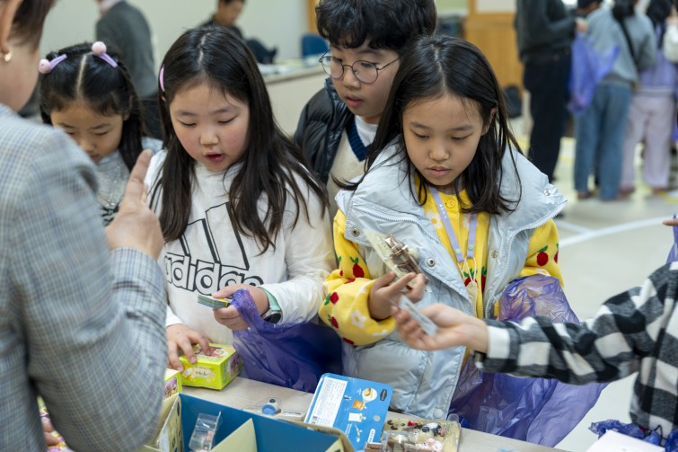 YTo1ODp7czo4OiJGaWxlTmFtZSI7czo0MDoiOGUxMTczNDMtNTgwNS00MDM4LTgwNGMtNTk3NDUyNDY2ZDNkLmpwZyI7czoxMjoiRmlsZURhdGVUaW1lIjtpOjE3NjQzMTgxMDM7czo4OiJGaWxlU2l6ZSI7aToxMzg2MTMyO3M6ODoiRmlsZVR5cGUiO2k6MjtzOjg6Ik1pbWVUeXBlIjtzOjEwOiJpbWFnZS9qcGVnIjtzOjEzOiJTZWN0aW9uc0ZvdW5kIjtzOjMwOiJBTllfVEFHLCBJRkQwLCBUSFVNQk5BSUwsIEVYSUYiO3M6ODoiQ09NUFVURUQiO2E6OTp7czo0OiJodG1sIjtzOjI2OiJ3aWR0aD0iMTc1MiIgaGVpZ2h0PSIxMTY4IiI7czo2OiJIZWlnaHQiO2k6MTE2ODtzOjU6IldpZHRoIjtpOjE3NTI7czo3OiJJc0NvbG9yIjtpOjE7czoxNzoiQnl0ZU9yZGVyTW90b3JvbGEiO2k6MDtzOjE1OiJBcGVydHVyZUZOdW1iZXIiO3M6NToiZi8zLjIiO3M6OToiQ29weXJpZ2h0IjtzOjQ6IllBQkMiO3M6MTg6IlRodW1ibmFpbC5GaWxlVHlwZSI7aToyO3M6MTg6IlRodW1ibmFpbC5NaW1lVHlwZSI7czoxMDoiaW1hZ2UvanBlZyI7fXM6NDoiTWFrZSI7czo0OiJTT05ZIjtzOjU6Ik1vZGVsIjtzOjg6IklMQ0UtN000IjtzOjExOiJYUmVzb2x1dGlvbiI7czo1OiIyNDAvMSI7czoxMToiWVJlc29sdXRpb24iO3M6NToiMjQwLzEiO3M6MTQ6IlJlc29sdXRpb25Vbml0IjtpOjI7czo4OiJTb2Z0d2FyZSI7czo1MjoiQWRvYmUgUGhvdG9zaG9wIExpZ2h0cm9vbSBDbGFzc2ljIDE1LjAuMSAoTWFjaW50b3NoKSI7czo4OiJEYXRlVGltZSI7czoxOToiMjAyNToxMToyOCAxNzoxNTo0NSI7czo2OiJBcnRpc3QiO3M6NzoiWUFCQ19TRyI7czo5OiJDb3B5cmlnaHQiO3M6NDoiWUFCQyI7czoxNjoiRXhpZl9JRkRfUG9pbnRlciI7aToyNTQ7czo5OiJUSFVNQk5BSUwiO2E6Njp7czoxMToiQ29tcHJlc3Npb24iO2k6NjtzOjExOiJYUmVzb2x1dGlvbiI7czo0OiI3Mi8xIjtzOjExOiJZUmVzb2x1dGlvbiI7czo0OiI3Mi8xIjtzOjE0OiJSZXNvbHV0aW9uVW5pdCI7aToyO3M6MjE6IkpQRUdJbnRlcmNoYW5nZUZvcm1hdCI7aToxMDQwO3M6Mjc6IkpQRUdJbnRlcmNoYW5nZUZvcm1hdExlbmd0aCI7aToyMDE2Mjt9czoxMjoiRXhwb3N1cmVUaW1lIjtzOjU6IjEvMTI1IjtzOjc6IkZOdW1iZXIiO3M6NToiMzIvMTAiO3M6MTU6IkV4cG9zdXJlUHJvZ3JhbSI7aToxO3M6MTU6IklTT1NwZWVkUmF0aW5ncyI7aTo2NDA7czoxOToiVW5kZWZpbmVkVGFnOjB4ODgzMCI7aToyO3M6MTk6IlVuZGVmaW5lZFRhZzoweDg4MzIiO2k6NjQwO3M6MTE6IkV4aWZWZXJzaW9uIjtzOjQ6IjAyMzIiO3M6MTY6IkRhdGVUaW1lT3JpZ2luYWwiO3M6MTk6IjIwMjU6MTE6MjMgMTI6Mjc6NTUiO3M6MTc6IkRhdGVUaW1lRGlnaXRpemVkIjtzOjE5OiIyMDI1OjExOjIzIDEyOjI3OjU1IjtzOjE5OiJVbmRlZmluZWRUYWc6MHg5MDEwIjtzOjY6IiswOTowMCI7czoxOToiVW5kZWZpbmVkVGFnOjB4OTAxMSI7czo2OiIrMDk6MDAiO3M6MTk6IlVuZGVmaW5lZFRhZzoweDkwMTIiO3M6NjoiKzA5OjAwIjtzOjE3OiJTaHV0dGVyU3BlZWRWYWx1ZSI7czoxNToiNjk2NTc4NC8xMDAwMDAwIjtzOjEzOiJBcGVydHVyZVZhbHVlIjtzOjE1OiIzMzU2MTQ0LzEwMDAwMDAiO3M6MTU6IkJyaWdodG5lc3NWYWx1ZSI7czo5OiI3Mjg0LzI1NjAiO3M6MTc6IkV4cG9zdXJlQmlhc1ZhbHVlIjtzOjQ6IjAvMTAiO3M6MTY6Ik1heEFwZXJ0dXJlVmFsdWUiO3M6NzoiNzYwLzI1NiI7czoxMjoiTWV0ZXJpbmdNb2RlIjtpOjU7czoxMToiTGlnaHRTb3VyY2UiO2k6MDtzOjU6IkZsYXNoIjtpOjE2O3M6MTE6IkZvY2FsTGVuZ3RoIjtzOjY6IjQ1MC8xMCI7czoxODoiU3ViU2VjVGltZU9yaWdpbmFsIjtzOjM6IjM4MCI7czoxOToiU3ViU2VjVGltZURpZ2l0aXplZCI7czozOiIzODAiO3M6MTA6IkNvbG9yU3BhY2UiO2k6NjU1MzU7czoyMToiRm9jYWxQbGFuZVhSZXNvbHV0aW9uIjtzOjE0OiI2NDQ0OTMzOS8zMjc2OCI7czoyMToiRm9jYWxQbGFuZVlSZXNvbHV0aW9uIjtzOjE0OiI2NDQ0OTMzOS8zMjc2OCI7czoyNDoiRm9jYWxQbGFuZVJlc29sdXRpb25Vbml0IjtpOjM7czoxMDoiRmlsZVNvdXJjZSI7czoxOiIDIjtzOjk6IlNjZW5lVHlwZSI7czoxOiIBIjtzOjE0OiJDdXN0b21SZW5kZXJlZCI7aTowO3M6MTI6IkV4cG9zdXJlTW9kZSI7aToxO3M6MTI6IldoaXRlQmFsYW5jZSI7aToxO3M6MTY6IkRpZ2l0YWxab29tUmF0aW8iO3M6NToiMTYvMTYiO3M6MjE6IkZvY2FsTGVuZ3RoSW4zNW1tRmlsbSI7aTo0NTtzOjE2OiJTY2VuZUNhcHR1cmVUeXBlIjtpOjA7czo4OiJDb250cmFzdCI7aTowO3M6MTA6IlNhdHVyYXRpb24iO2k6MDtzOjk6IlNoYXJwbmVzcyI7aTowO3M6MTk6IlVuZGVmaW5lZFRhZzoweEE0MzIiO2E6NDp7aTowO3M6NjoiMjQwLzEwIjtpOjE7czo2OiI3MDAvMTAiO2k6MjtzOjU6IjI4LzEwIjtpOjM7czo1OiIyOC8xMCI7fXM6MTk6IlVuZGVmaW5lZFRhZzoweEE0MzQiO3M6MjE6IkZFIDI0LTcwbW0gRjIuOCBHTSBJSSI7fQ==