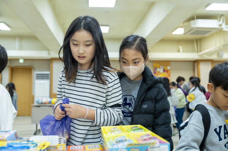 YTo1ODp7czo4OiJGaWxlTmFtZSI7czo0MDoiOTE1MmU4NDEtMjM3Yy00Y2Q3LWE5MWEtMjI0YjUxNDU0MzNjLmpwZyI7czoxMjoiRmlsZURhdGVUaW1lIjtpOjE3NjQzMTgxMDQ7czo4OiJGaWxlU2l6ZSI7aToxMjE0ODgxO3M6ODoiRmlsZVR5cGUiO2k6MjtzOjg6Ik1pbWVUeXBlIjtzOjEwOiJpbWFnZS9qcGVnIjtzOjEzOiJTZWN0aW9uc0ZvdW5kIjtzOjMwOiJBTllfVEFHLCBJRkQwLCBUSFVNQk5BSUwsIEVYSUYiO3M6ODoiQ09NUFVURUQiO2E6OTp7czo0OiJodG1sIjtzOjI2OiJ3aWR0aD0iMTc1MiIgaGVpZ2h0PSIxMTY4IiI7czo2OiJIZWlnaHQiO2k6MTE2ODtzOjU6IldpZHRoIjtpOjE3NTI7czo3OiJJc0NvbG9yIjtpOjE7czoxNzoiQnl0ZU9yZGVyTW90b3JvbGEiO2k6MDtzOjE1OiJBcGVydHVyZUZOdW1iZXIiO3M6NToiZi8zLjIiO3M6OToiQ29weXJpZ2h0IjtzOjQ6IllBQkMiO3M6MTg6IlRodW1ibmFpbC5GaWxlVHlwZSI7aToyO3M6MTg6IlRodW1ibmFpbC5NaW1lVHlwZSI7czoxMDoiaW1hZ2UvanBlZyI7fXM6NDoiTWFrZSI7czo0OiJTT05ZIjtzOjU6Ik1vZGVsIjtzOjg6IklMQ0UtN000IjtzOjExOiJYUmVzb2x1dGlvbiI7czo1OiIyNDAvMSI7czoxMToiWVJlc29sdXRpb24iO3M6NToiMjQwLzEiO3M6MTQ6IlJlc29sdXRpb25Vbml0IjtpOjI7czo4OiJTb2Z0d2FyZSI7czo1MjoiQWRvYmUgUGhvdG9zaG9wIExpZ2h0cm9vbSBDbGFzc2ljIDE1LjAuMSAoTWFjaW50b3NoKSI7czo4OiJEYXRlVGltZSI7czoxOToiMjAyNToxMToyOCAxNzoxNTo0OSI7czo2OiJBcnRpc3QiO3M6NzoiWUFCQ19TRyI7czo5OiJDb3B5cmlnaHQiO3M6NDoiWUFCQyI7czoxNjoiRXhpZl9JRkRfUG9pbnRlciI7aToyNTQ7czo5OiJUSFVNQk5BSUwiO2E6Njp7czoxMToiQ29tcHJlc3Npb24iO2k6NjtzOjExOiJYUmVzb2x1dGlvbiI7czo0OiI3Mi8xIjtzOjExOiJZUmVzb2x1dGlvbiI7czo0OiI3Mi8xIjtzOjE0OiJSZXNvbHV0aW9uVW5pdCI7aToyO3M6MjE6IkpQRUdJbnRlcmNoYW5nZUZvcm1hdCI7aToxMDQwO3M6Mjc6IkpQRUdJbnRlcmNoYW5nZUZvcm1hdExlbmd0aCI7aToxNzY1Njt9czoxMjoiRXhwb3N1cmVUaW1lIjtzOjU6IjEvMTI1IjtzOjc6IkZOdW1iZXIiO3M6NToiMzIvMTAiO3M6MTU6IkV4cG9zdXJlUHJvZ3JhbSI7aToxO3M6MTU6IklTT1NwZWVkUmF0aW5ncyI7aTo2NDA7czoxOToiVW5kZWZpbmVkVGFnOjB4ODgzMCI7aToyO3M6MTk6IlVuZGVmaW5lZFRhZzoweDg4MzIiO2k6NjQwO3M6MTE6IkV4aWZWZXJzaW9uIjtzOjQ6IjAyMzIiO3M6MTY6IkRhdGVUaW1lT3JpZ2luYWwiO3M6MTk6IjIwMjU6MTE6MjMgMTI6Mjg6NDAiO3M6MTc6IkRhdGVUaW1lRGlnaXRpemVkIjtzOjE5OiIyMDI1OjExOjIzIDEyOjI4OjQwIjtzOjE5OiJVbmRlZmluZWRUYWc6MHg5MDEwIjtzOjY6IiswOTowMCI7czoxOToiVW5kZWZpbmVkVGFnOjB4OTAxMSI7czo2OiIrMDk6MDAiO3M6MTk6IlVuZGVmaW5lZFRhZzoweDkwMTIiO3M6NjoiKzA5OjAwIjtzOjE3OiJTaHV0dGVyU3BlZWRWYWx1ZSI7czoxNToiNjk2NTc4NC8xMDAwMDAwIjtzOjEzOiJBcGVydHVyZVZhbHVlIjtzOjE1OiIzMzU2MTQ0LzEwMDAwMDAiO3M6MTU6IkJyaWdodG5lc3NWYWx1ZSI7czo5OiI4OTE0LzI1NjAiO3M6MTc6IkV4cG9zdXJlQmlhc1ZhbHVlIjtzOjQ6IjAvMTAiO3M6MTY6Ik1heEFwZXJ0dXJlVmFsdWUiO3M6NzoiNzYwLzI1NiI7czoxMjoiTWV0ZXJpbmdNb2RlIjtpOjU7czoxMToiTGlnaHRTb3VyY2UiO2k6MDtzOjU6IkZsYXNoIjtpOjE2O3M6MTE6IkZvY2FsTGVuZ3RoIjtzOjY6IjM1MC8xMCI7czoxODoiU3ViU2VjVGltZU9yaWdpbmFsIjtzOjM6IjY4OSI7czoxOToiU3ViU2VjVGltZURpZ2l0aXplZCI7czozOiI2ODkiO3M6MTA6IkNvbG9yU3BhY2UiO2k6NjU1MzU7czoyMToiRm9jYWxQbGFuZVhSZXNvbHV0aW9uIjtzOjE0OiI2NDQ0OTMzOS8zMjc2OCI7czoyMToiRm9jYWxQbGFuZVlSZXNvbHV0aW9uIjtzOjE0OiI2NDQ0OTMzOS8zMjc2OCI7czoyNDoiRm9jYWxQbGFuZVJlc29sdXRpb25Vbml0IjtpOjM7czoxMDoiRmlsZVNvdXJjZSI7czoxOiIDIjtzOjk6IlNjZW5lVHlwZSI7czoxOiIBIjtzOjE0OiJDdXN0b21SZW5kZXJlZCI7aTowO3M6MTI6IkV4cG9zdXJlTW9kZSI7aToxO3M6MTI6IldoaXRlQmFsYW5jZSI7aToxO3M6MTY6IkRpZ2l0YWxab29tUmF0aW8iO3M6NToiMTYvMTYiO3M6MjE6IkZvY2FsTGVuZ3RoSW4zNW1tRmlsbSI7aTozNTtzOjE2OiJTY2VuZUNhcHR1cmVUeXBlIjtpOjA7czo4OiJDb250cmFzdCI7aTowO3M6MTA6IlNhdHVyYXRpb24iO2k6MDtzOjk6IlNoYXJwbmVzcyI7aTowO3M6MTk6IlVuZGVmaW5lZFRhZzoweEE0MzIiO2E6NDp7aTowO3M6NjoiMjQwLzEwIjtpOjE7czo2OiI3MDAvMTAiO2k6MjtzOjU6IjI4LzEwIjtpOjM7czo1OiIyOC8xMCI7fXM6MTk6IlVuZGVmaW5lZFRhZzoweEE0MzQiO3M6MjE6IkZFIDI0LTcwbW0gRjIuOCBHTSBJSSI7fQ==