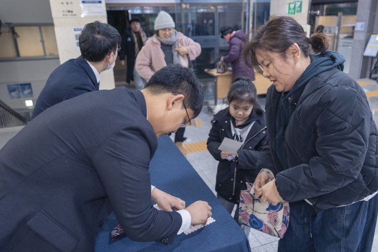 YTo1ODp7czo4OiJGaWxlTmFtZSI7czo0MDoiOThkNWFmMGItMTBmMC00ZGNkLWI5NjctYmYyZmZhNTI2YTQwLmpwZyI7czoxMjoiRmlsZURhdGVUaW1lIjtpOjE3Njc0Mjk5NDY7czo4OiJGaWxlU2l6ZSI7aToxMDgzMDg2O3M6ODoiRmlsZVR5cGUiO2k6MjtzOjg6Ik1pbWVUeXBlIjtzOjEwOiJpbWFnZS9qcGVnIjtzOjEzOiJTZWN0aW9uc0ZvdW5kIjtzOjMwOiJBTllfVEFHLCBJRkQwLCBUSFVNQk5BSUwsIEVYSUYiO3M6ODoiQ09NUFVURUQiO2E6OTp7czo0OiJodG1sIjtzOjI2OiJ3aWR0aD0iMTUzMiIgaGVpZ2h0PSIxMDIxIiI7czo2OiJIZWlnaHQiO2k6MTAyMTtzOjU6IldpZHRoIjtpOjE1MzI7czo3OiJJc0NvbG9yIjtpOjE7czoxNzoiQnl0ZU9yZGVyTW90b3JvbGEiO2k6MDtzOjE1OiJBcGVydHVyZUZOdW1iZXIiO3M6NToiZi8yLjgiO3M6OToiQ29weXJpZ2h0IjtzOjQ6IllBQkMiO3M6MTg6IlRodW1ibmFpbC5GaWxlVHlwZSI7aToyO3M6MTg6IlRodW1ibmFpbC5NaW1lVHlwZSI7czoxMDoiaW1hZ2UvanBlZyI7fXM6NDoiTWFrZSI7czo0OiJTT05ZIjtzOjU6Ik1vZGVsIjtzOjg6IklMQ0UtN000IjtzOjExOiJYUmVzb2x1dGlvbiI7czo1OiIyNDAvMSI7czoxMToiWVJlc29sdXRpb24iO3M6NToiMjQwLzEiO3M6MTQ6IlJlc29sdXRpb25Vbml0IjtpOjI7czo4OiJTb2Z0d2FyZSI7czo1MDoiQWRvYmUgUGhvdG9zaG9wIExpZ2h0cm9vbSBDbGFzc2ljIDE1LjEgKE1hY2ludG9zaCkiO3M6ODoiRGF0ZVRpbWUiO3M6MTk6IjIwMjY6MDE6MDMgMTc6MTA6MDUiO3M6NjoiQXJ0aXN0IjtzOjc6IllBQkNfU0ciO3M6OToiQ29weXJpZ2h0IjtzOjQ6IllBQkMiO3M6MTY6IkV4aWZfSUZEX1BvaW50ZXIiO2k6MjUyO3M6OToiVEhVTUJOQUlMIjthOjY6e3M6MTE6IkNvbXByZXNzaW9uIjtpOjY7czoxMToiWFJlc29sdXRpb24iO3M6NDoiNzIvMSI7czoxMToiWVJlc29sdXRpb24iO3M6NDoiNzIvMSI7czoxNDoiUmVzb2x1dGlvblVuaXQiO2k6MjtzOjIxOiJKUEVHSW50ZXJjaGFuZ2VGb3JtYXQiO2k6MTAzODtzOjI3OiJKUEVHSW50ZXJjaGFuZ2VGb3JtYXRMZW5ndGgiO2k6MTUyNzM7fXM6MTI6IkV4cG9zdXJlVGltZSI7czo0OiIxLzYwIjtzOjc6IkZOdW1iZXIiO3M6NToiMjgvMTAiO3M6MTU6IkV4cG9zdXJlUHJvZ3JhbSI7aToxO3M6MTU6IklTT1NwZWVkUmF0aW5ncyI7aTozMjA7czoxOToiVW5kZWZpbmVkVGFnOjB4ODgzMCI7aToyO3M6MTk6IlVuZGVmaW5lZFRhZzoweDg4MzIiO2k6MzIwO3M6MTE6IkV4aWZWZXJzaW9uIjtzOjQ6IjAyMzIiO3M6MTY6IkRhdGVUaW1lT3JpZ2luYWwiO3M6MTk6IjIwMjY6MDE6MDMgMDU6NDg6MTkiO3M6MTc6IkRhdGVUaW1lRGlnaXRpemVkIjtzOjE5OiIyMDI2OjAxOjAzIDA1OjQ4OjE5IjtzOjE5OiJVbmRlZmluZWRUYWc6MHg5MDEwIjtzOjY6IiswOTowMCI7czoxOToiVW5kZWZpbmVkVGFnOjB4OTAxMSI7czo2OiIrMDk6MDAiO3M6MTk6IlVuZGVmaW5lZFRhZzoweDkwMTIiO3M6NjoiKzA5OjAwIjtzOjE3OiJTaHV0dGVyU3BlZWRWYWx1ZSI7czoxNToiNTkwNjg5MS8xMDAwMDAwIjtzOjEzOiJBcGVydHVyZVZhbHVlIjtzOjE1OiIyOTcwODU0LzEwMDAwMDAiO3M6MTU6IkJyaWdodG5lc3NWYWx1ZSI7czo5OiIxMzM0LzI1NjAiO3M6MTc6IkV4cG9zdXJlQmlhc1ZhbHVlIjtzOjQ6IjAvMTAiO3M6MTY6Ik1heEFwZXJ0dXJlVmFsdWUiO3M6NzoiNzYwLzI1NiI7czoxMjoiTWV0ZXJpbmdNb2RlIjtpOjU7czoxMToiTGlnaHRTb3VyY2UiO2k6MDtzOjU6IkZsYXNoIjtpOjE2O3M6MTE6IkZvY2FsTGVuZ3RoIjtzOjY6IjI0MC8xMCI7czoxODoiU3ViU2VjVGltZU9yaWdpbmFsIjtzOjM6Ijg5OSI7czoxOToiU3ViU2VjVGltZURpZ2l0aXplZCI7czozOiI4OTkiO3M6MTA6IkNvbG9yU3BhY2UiO2k6NjU1MzU7czoyMToiRm9jYWxQbGFuZVhSZXNvbHV0aW9uIjtzOjE0OiI2NDQ0OTMzOS8zMjc2OCI7czoyMToiRm9jYWxQbGFuZVlSZXNvbHV0aW9uIjtzOjE0OiI2NDQ0OTMzOS8zMjc2OCI7czoyNDoiRm9jYWxQbGFuZVJlc29sdXRpb25Vbml0IjtpOjM7czoxMDoiRmlsZVNvdXJjZSI7czoxOiIDIjtzOjk6IlNjZW5lVHlwZSI7czoxOiIBIjtzOjE0OiJDdXN0b21SZW5kZXJlZCI7aTowO3M6MTI6IkV4cG9zdXJlTW9kZSI7aToxO3M6MTI6IldoaXRlQmFsYW5jZSI7aTowO3M6MTY6IkRpZ2l0YWxab29tUmF0aW8iO3M6NToiMTYvMTYiO3M6MjE6IkZvY2FsTGVuZ3RoSW4zNW1tRmlsbSI7aToyNDtzOjE2OiJTY2VuZUNhcHR1cmVUeXBlIjtpOjA7czo4OiJDb250cmFzdCI7aTowO3M6MTA6IlNhdHVyYXRpb24iO2k6MDtzOjk6IlNoYXJwbmVzcyI7aTowO3M6MTk6IlVuZGVmaW5lZFRhZzoweEE0MzIiO2E6NDp7aTowO3M6NjoiMjQwLzEwIjtpOjE7czo2OiI3MDAvMTAiO2k6MjtzOjU6IjI4LzEwIjtpOjM7czo1OiIyOC8xMCI7fXM6MTk6IlVuZGVmaW5lZFRhZzoweEE0MzQiO3M6MjE6IkZFIDI0LTcwbW0gRjIuOCBHTSBJSSI7fQ==