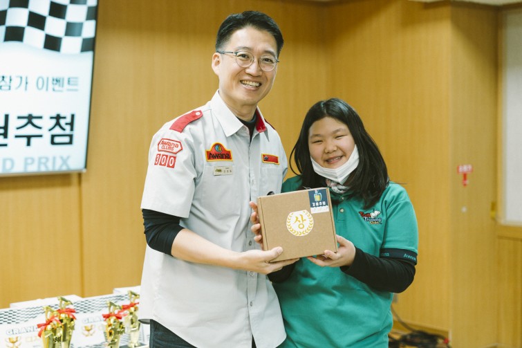 YTo1ODp7czo4OiJGaWxlTmFtZSI7czo0MDoiYTBkZWRhMzctYmM0Yi00M2UyLWFmZmQtOGI1YTFiYTAyY2U2LmpwZyI7czoxMjoiRmlsZURhdGVUaW1lIjtpOjE3NjUwNzg5NTA7czo4OiJGaWxlU2l6ZSI7aToxNDU4MzYzO3M6ODoiRmlsZVR5cGUiO2k6MjtzOjg6Ik1pbWVUeXBlIjtzOjEwOiJpbWFnZS9qcGVnIjtzOjEzOiJTZWN0aW9uc0ZvdW5kIjtzOjMwOiJBTllfVEFHLCBJRkQwLCBUSFVNQk5BSUwsIEVYSUYiO3M6ODoiQ09NUFVURUQiO2E6OTp7czo0OiJodG1sIjtzOjI2OiJ3aWR0aD0iMTc1MiIgaGVpZ2h0PSIxMTY4IiI7czo2OiJIZWlnaHQiO2k6MTE2ODtzOjU6IldpZHRoIjtpOjE3NTI7czo3OiJJc0NvbG9yIjtpOjE7czoxNzoiQnl0ZU9yZGVyTW90b3JvbGEiO2k6MDtzOjE1OiJBcGVydHVyZUZOdW1iZXIiO3M6NToiZi8yLjgiO3M6OToiQ29weXJpZ2h0IjtzOjQ6IllBQkMiO3M6MTg6IlRodW1ibmFpbC5GaWxlVHlwZSI7aToyO3M6MTg6IlRodW1ibmFpbC5NaW1lVHlwZSI7czoxMDoiaW1hZ2UvanBlZyI7fXM6NDoiTWFrZSI7czo0OiJTT05ZIjtzOjU6Ik1vZGVsIjtzOjg6IklMQ0UtN000IjtzOjExOiJYUmVzb2x1dGlvbiI7czo1OiIyNDAvMSI7czoxMToiWVJlc29sdXRpb24iO3M6NToiMjQwLzEiO3M6MTQ6IlJlc29sdXRpb25Vbml0IjtpOjI7czo4OiJTb2Z0d2FyZSI7czo1MjoiQWRvYmUgUGhvdG9zaG9wIExpZ2h0cm9vbSBDbGFzc2ljIDE1LjAuMSAoTWFjaW50b3NoKSI7czo4OiJEYXRlVGltZSI7czoxOToiMjAyNToxMjowNyAxMjozNzoyNiI7czo2OiJBcnRpc3QiO3M6NzoiWUFCQ19TRyI7czo5OiJDb3B5cmlnaHQiO3M6NDoiWUFCQyI7czoxNjoiRXhpZl9JRkRfUG9pbnRlciI7aToyNTQ7czo5OiJUSFVNQk5BSUwiO2E6Njp7czoxMToiQ29tcHJlc3Npb24iO2k6NjtzOjExOiJYUmVzb2x1dGlvbiI7czo0OiI3Mi8xIjtzOjExOiJZUmVzb2x1dGlvbiI7czo0OiI3Mi8xIjtzOjE0OiJSZXNvbHV0aW9uVW5pdCI7aToyO3M6MjE6IkpQRUdJbnRlcmNoYW5nZUZvcm1hdCI7aToxMDQwO3M6Mjc6IkpQRUdJbnRlcmNoYW5nZUZvcm1hdExlbmd0aCI7aToxNTEyMTt9czoxMjoiRXhwb3N1cmVUaW1lIjtzOjU6IjEvMjUwIjtzOjc6IkZOdW1iZXIiO3M6NToiMjgvMTAiO3M6MTU6IkV4cG9zdXJlUHJvZ3JhbSI7aToxO3M6MTU6IklTT1NwZWVkUmF0aW5ncyI7aTo0MDA7czoxOToiVW5kZWZpbmVkVGFnOjB4ODgzMCI7aToyO3M6MTk6IlVuZGVmaW5lZFRhZzoweDg4MzIiO2k6NDAwO3M6MTE6IkV4aWZWZXJzaW9uIjtzOjQ6IjAyMzIiO3M6MTY6IkRhdGVUaW1lT3JpZ2luYWwiO3M6MTk6IjIwMjU6MTI6MDYgMTE6MjU6NDAiO3M6MTc6IkRhdGVUaW1lRGlnaXRpemVkIjtzOjE5OiIyMDI1OjEyOjA2IDExOjI1OjQwIjtzOjE5OiJVbmRlZmluZWRUYWc6MHg5MDEwIjtzOjY6IiswOTowMCI7czoxOToiVW5kZWZpbmVkVGFnOjB4OTAxMSI7czo2OiIrMDk6MDAiO3M6MTk6IlVuZGVmaW5lZFRhZzoweDkwMTIiO3M6NjoiKzA5OjAwIjtzOjE3OiJTaHV0dGVyU3BlZWRWYWx1ZSI7czoxNToiNzk2NTc4NC8xMDAwMDAwIjtzOjEzOiJBcGVydHVyZVZhbHVlIjtzOjE1OiIyOTcwODU0LzEwMDAwMDAiO3M6MTU6IkJyaWdodG5lc3NWYWx1ZSI7czo5OiI2NjU0LzI1NjAiO3M6MTc6IkV4cG9zdXJlQmlhc1ZhbHVlIjtzOjQ6IjAvMTAiO3M6MTY6Ik1heEFwZXJ0dXJlVmFsdWUiO3M6NzoiNzYwLzI1NiI7czoxMjoiTWV0ZXJpbmdNb2RlIjtpOjU7czoxMToiTGlnaHRTb3VyY2UiO2k6MDtzOjU6IkZsYXNoIjtpOjEzO3M6MTE6IkZvY2FsTGVuZ3RoIjtzOjY6IjU1MC8xMCI7czoxODoiU3ViU2VjVGltZU9yaWdpbmFsIjtzOjM6IjcwMyI7czoxOToiU3ViU2VjVGltZURpZ2l0aXplZCI7czozOiI3MDMiO3M6MTA6IkNvbG9yU3BhY2UiO2k6NjU1MzU7czoyMToiRm9jYWxQbGFuZVhSZXNvbHV0aW9uIjtzOjE0OiI2NDQ0OTMzOS8zMjc2OCI7czoyMToiRm9jYWxQbGFuZVlSZXNvbHV0aW9uIjtzOjE0OiI2NDQ0OTMzOS8zMjc2OCI7czoyNDoiRm9jYWxQbGFuZVJlc29sdXRpb25Vbml0IjtpOjM7czoxMDoiRmlsZVNvdXJjZSI7czoxOiIDIjtzOjk6IlNjZW5lVHlwZSI7czoxOiIBIjtzOjE0OiJDdXN0b21SZW5kZXJlZCI7aTowO3M6MTI6IkV4cG9zdXJlTW9kZSI7aToxO3M6MTI6IldoaXRlQmFsYW5jZSI7aToxO3M6MTY6IkRpZ2l0YWxab29tUmF0aW8iO3M6NToiMTYvMTYiO3M6MjE6IkZvY2FsTGVuZ3RoSW4zNW1tRmlsbSI7aTo1NTtzOjE2OiJTY2VuZUNhcHR1cmVUeXBlIjtpOjA7czo4OiJDb250cmFzdCI7aTowO3M6MTA6IlNhdHVyYXRpb24iO2k6MDtzOjk6IlNoYXJwbmVzcyI7aTowO3M6MTk6IlVuZGVmaW5lZFRhZzoweEE0MzIiO2E6NDp7aTowO3M6NjoiMjQwLzEwIjtpOjE7czo2OiI3MDAvMTAiO2k6MjtzOjU6IjI4LzEwIjtpOjM7czo1OiIyOC8xMCI7fXM6MTk6IlVuZGVmaW5lZFRhZzoweEE0MzQiO3M6MjE6IkZFIDI0LTcwbW0gRjIuOCBHTSBJSSI7fQ==