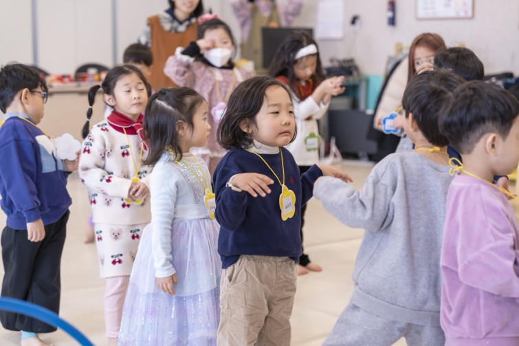 YTo1ODp7czo4OiJGaWxlTmFtZSI7czo0MDoiYTJiMmQ5YTAtZGQxMi00MzQ0LTlkYjctNTRiZmZiZTAwZmQ3LmpwZyI7czoxMjoiRmlsZURhdGVUaW1lIjtpOjE3Njc2NjY1ODg7czo4OiJGaWxlU2l6ZSI7aToxMTMwNjA1O3M6ODoiRmlsZVR5cGUiO2k6MjtzOjg6Ik1pbWVUeXBlIjtzOjEwOiJpbWFnZS9qcGVnIjtzOjEzOiJTZWN0aW9uc0ZvdW5kIjtzOjMwOiJBTllfVEFHLCBJRkQwLCBUSFVNQk5BSUwsIEVYSUYiO3M6ODoiQ09NUFVURUQiO2E6OTp7czo0OiJodG1sIjtzOjI2OiJ3aWR0aD0iMTc1MiIgaGVpZ2h0PSIxMTY4IiI7czo2OiJIZWlnaHQiO2k6MTE2ODtzOjU6IldpZHRoIjtpOjE3NTI7czo3OiJJc0NvbG9yIjtpOjE7czoxNzoiQnl0ZU9yZGVyTW90b3JvbGEiO2k6MDtzOjE1OiJBcGVydHVyZUZOdW1iZXIiO3M6NToiZi8yLjgiO3M6OToiQ29weXJpZ2h0IjtzOjQ6IllBQkMiO3M6MTg6IlRodW1ibmFpbC5GaWxlVHlwZSI7aToyO3M6MTg6IlRodW1ibmFpbC5NaW1lVHlwZSI7czoxMDoiaW1hZ2UvanBlZyI7fXM6NDoiTWFrZSI7czo0OiJTT05ZIjtzOjU6Ik1vZGVsIjtzOjg6IklMQ0UtN000IjtzOjExOiJYUmVzb2x1dGlvbiI7czo1OiIyNDAvMSI7czoxMToiWVJlc29sdXRpb24iO3M6NToiMjQwLzEiO3M6MTQ6IlJlc29sdXRpb25Vbml0IjtpOjI7czo4OiJTb2Z0d2FyZSI7czo1MDoiQWRvYmUgUGhvdG9zaG9wIExpZ2h0cm9vbSBDbGFzc2ljIDE1LjEgKE1hY2ludG9zaCkiO3M6ODoiRGF0ZVRpbWUiO3M6MTk6IjIwMjY6MDE6MDYgMTE6MjY6MzYiO3M6NjoiQXJ0aXN0IjtzOjc6IllBQkNfU0ciO3M6OToiQ29weXJpZ2h0IjtzOjQ6IllBQkMiO3M6MTY6IkV4aWZfSUZEX1BvaW50ZXIiO2k6MjUyO3M6OToiVEhVTUJOQUlMIjthOjY6e3M6MTE6IkNvbXByZXNzaW9uIjtpOjY7czoxMToiWFJlc29sdXRpb24iO3M6NDoiNzIvMSI7czoxMToiWVJlc29sdXRpb24iO3M6NDoiNzIvMSI7czoxNDoiUmVzb2x1dGlvblVuaXQiO2k6MjtzOjIxOiJKUEVHSW50ZXJjaGFuZ2VGb3JtYXQiO2k6MTAzODtzOjI3OiJKUEVHSW50ZXJjaGFuZ2VGb3JtYXRMZW5ndGgiO2k6MTY5NDU7fXM6MTI6IkV4cG9zdXJlVGltZSI7czo1OiIxLzE2MCI7czo3OiJGTnVtYmVyIjtzOjU6IjI4LzEwIjtzOjE1OiJFeHBvc3VyZVByb2dyYW0iO2k6MTtzOjE1OiJJU09TcGVlZFJhdGluZ3MiO2k6MzIwO3M6MTk6IlVuZGVmaW5lZFRhZzoweDg4MzAiO2k6MjtzOjE5OiJVbmRlZmluZWRUYWc6MHg4ODMyIjtpOjMyMDtzOjExOiJFeGlmVmVyc2lvbiI7czo0OiIwMjMyIjtzOjE2OiJEYXRlVGltZU9yaWdpbmFsIjtzOjE5OiIyMDI2OjAxOjA0IDEyOjA3OjI0IjtzOjE3OiJEYXRlVGltZURpZ2l0aXplZCI7czoxOToiMjAyNjowMTowNCAxMjowNzoyNCI7czoxOToiVW5kZWZpbmVkVGFnOjB4OTAxMCI7czo2OiIrMDk6MDAiO3M6MTk6IlVuZGVmaW5lZFRhZzoweDkwMTEiO3M6NjoiKzA5OjAwIjtzOjE5OiJVbmRlZmluZWRUYWc6MHg5MDEyIjtzOjY6IiswOTowMCI7czoxNzoiU2h1dHRlclNwZWVkVmFsdWUiO3M6MTU6IjczMjE5MjgvMTAwMDAwMCI7czoxMzoiQXBlcnR1cmVWYWx1ZSI7czoxNToiMjk3MDg1NC8xMDAwMDAwIjtzOjE1OiJCcmlnaHRuZXNzVmFsdWUiO3M6OToiOTMyNC8yNTYwIjtzOjE3OiJFeHBvc3VyZUJpYXNWYWx1ZSI7czo0OiIwLzEwIjtzOjE2OiJNYXhBcGVydHVyZVZhbHVlIjtzOjc6Ijc2MC8yNTYiO3M6MTI6Ik1ldGVyaW5nTW9kZSI7aTo1O3M6MTE6IkxpZ2h0U291cmNlIjtpOjA7czo1OiJGbGFzaCI7aToxNjtzOjExOiJGb2NhbExlbmd0aCI7czo2OiI3MDAvMTAiO3M6MTg6IlN1YlNlY1RpbWVPcmlnaW5hbCI7czozOiI4MDUiO3M6MTk6IlN1YlNlY1RpbWVEaWdpdGl6ZWQiO3M6MzoiODA1IjtzOjEwOiJDb2xvclNwYWNlIjtpOjY1NTM1O3M6MjE6IkZvY2FsUGxhbmVYUmVzb2x1dGlvbiI7czoxNDoiNjQ0NDkzMzkvMzI3NjgiO3M6MjE6IkZvY2FsUGxhbmVZUmVzb2x1dGlvbiI7czoxNDoiNjQ0NDkzMzkvMzI3NjgiO3M6MjQ6IkZvY2FsUGxhbmVSZXNvbHV0aW9uVW5pdCI7aTozO3M6MTA6IkZpbGVTb3VyY2UiO3M6MToiAyI7czo5OiJTY2VuZVR5cGUiO3M6MToiASI7czoxNDoiQ3VzdG9tUmVuZGVyZWQiO2k6MDtzOjEyOiJFeHBvc3VyZU1vZGUiO2k6MTtzOjEyOiJXaGl0ZUJhbGFuY2UiO2k6MDtzOjE2OiJEaWdpdGFsWm9vbVJhdGlvIjtzOjU6IjE2LzE2IjtzOjIxOiJGb2NhbExlbmd0aEluMzVtbUZpbG0iO2k6NzA7czoxNjoiU2NlbmVDYXB0dXJlVHlwZSI7aTowO3M6ODoiQ29udHJhc3QiO2k6MDtzOjEwOiJTYXR1cmF0aW9uIjtpOjA7czo5OiJTaGFycG5lc3MiO2k6MDtzOjE5OiJVbmRlZmluZWRUYWc6MHhBNDMyIjthOjQ6e2k6MDtzOjY6IjI0MC8xMCI7aToxO3M6NjoiNzAwLzEwIjtpOjI7czo1OiIyOC8xMCI7aTozO3M6NToiMjgvMTAiO31zOjE5OiJVbmRlZmluZWRUYWc6MHhBNDM0IjtzOjIxOiJGRSAyNC03MG1tIEYyLjggR00gSUkiO30=