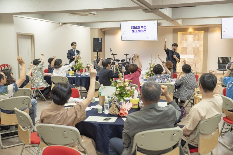 YTo1ODp7czo4OiJGaWxlTmFtZSI7czo0MDoiYTNhZTQyZjMtM2M2My00MjcwLWFiMTUtMGQyMjg3Y2YxMDM2LmpwZyI7czoxMjoiRmlsZURhdGVUaW1lIjtpOjE3NTkyOTgzMTE7czo4OiJGaWxlU2l6ZSI7aToxNDExMDg4O3M6ODoiRmlsZVR5cGUiO2k6MjtzOjg6Ik1pbWVUeXBlIjtzOjEwOiJpbWFnZS9qcGVnIjtzOjEzOiJTZWN0aW9uc0ZvdW5kIjtzOjMwOiJBTllfVEFHLCBJRkQwLCBUSFVNQk5BSUwsIEVYSUYiO3M6ODoiQ09NUFVURUQiO2E6OTp7czo0OiJodG1sIjtzOjI2OiJ3aWR0aD0iMTc1MiIgaGVpZ2h0PSIxMTY4IiI7czo2OiJIZWlnaHQiO2k6MTE2ODtzOjU6IldpZHRoIjtpOjE3NTI7czo3OiJJc0NvbG9yIjtpOjE7czoxNzoiQnl0ZU9yZGVyTW90b3JvbGEiO2k6MDtzOjE1OiJBcGVydHVyZUZOdW1iZXIiO3M6NToiZi80LjAiO3M6OToiQ29weXJpZ2h0IjtzOjQ6IllBQkMiO3M6MTg6IlRodW1ibmFpbC5GaWxlVHlwZSI7aToyO3M6MTg6IlRodW1ibmFpbC5NaW1lVHlwZSI7czoxMDoiaW1hZ2UvanBlZyI7fXM6NDoiTWFrZSI7czo0OiJTT05ZIjtzOjU6Ik1vZGVsIjtzOjg6IklMQ0UtN000IjtzOjExOiJYUmVzb2x1dGlvbiI7czo1OiIyNDAvMSI7czoxMToiWVJlc29sdXRpb24iO3M6NToiMjQwLzEiO3M6MTQ6IlJlc29sdXRpb25Vbml0IjtpOjI7czo4OiJTb2Z0d2FyZSI7czo1MjoiQWRvYmUgUGhvdG9zaG9wIExpZ2h0cm9vbSBDbGFzc2ljIDE0LjUuMSAoTWFjaW50b3NoKSI7czo4OiJEYXRlVGltZSI7czoxOToiMjAyNTowOTozMCAxMDoxNTozNSI7czo2OiJBcnRpc3QiO3M6NzoiWUFCQ19TRyI7czo5OiJDb3B5cmlnaHQiO3M6NDoiWUFCQyI7czoxNjoiRXhpZl9JRkRfUG9pbnRlciI7aToyNTQ7czo5OiJUSFVNQk5BSUwiO2E6Njp7czoxMToiQ29tcHJlc3Npb24iO2k6NjtzOjExOiJYUmVzb2x1dGlvbiI7czo0OiI3Mi8xIjtzOjExOiJZUmVzb2x1dGlvbiI7czo0OiI3Mi8xIjtzOjE0OiJSZXNvbHV0aW9uVW5pdCI7aToyO3M6MjE6IkpQRUdJbnRlcmNoYW5nZUZvcm1hdCI7aToxMDQwO3M6Mjc6IkpQRUdJbnRlcmNoYW5nZUZvcm1hdExlbmd0aCI7aToxNzk3NTt9czoxMjoiRXhwb3N1cmVUaW1lIjtzOjQ6IjEvNjAiO3M6NzoiRk51bWJlciI7czozOiI0LzEiO3M6MTU6IkV4cG9zdXJlUHJvZ3JhbSI7aToxO3M6MTU6IklTT1NwZWVkUmF0aW5ncyI7aTo1MDA7czoxOToiVW5kZWZpbmVkVGFnOjB4ODgzMCI7aToyO3M6MTk6IlVuZGVmaW5lZFRhZzoweDg4MzIiO2k6NTAwO3M6MTE6IkV4aWZWZXJzaW9uIjtzOjQ6IjAyMzIiO3M6MTY6IkRhdGVUaW1lT3JpZ2luYWwiO3M6MTk6IjIwMjU6MDk6MjggMTM6MjQ6MzQiO3M6MTc6IkRhdGVUaW1lRGlnaXRpemVkIjtzOjE5OiIyMDI1OjA5OjI4IDEzOjI0OjM0IjtzOjE5OiJVbmRlZmluZWRUYWc6MHg5MDEwIjtzOjY6IiswOTowMCI7czoxOToiVW5kZWZpbmVkVGFnOjB4OTAxMSI7czo2OiIrMDk6MDAiO3M6MTk6IlVuZGVmaW5lZFRhZzoweDkwMTIiO3M6NjoiKzA5OjAwIjtzOjE3OiJTaHV0dGVyU3BlZWRWYWx1ZSI7czoxNToiNTkwNjg5MS8xMDAwMDAwIjtzOjEzOiJBcGVydHVyZVZhbHVlIjtzOjM6IjQvMSI7czoxNToiQnJpZ2h0bmVzc1ZhbHVlIjtzOjk6IjYzMDQvMjU2MCI7czoxNzoiRXhwb3N1cmVCaWFzVmFsdWUiO3M6NDoiMC8xMCI7czoxNjoiTWF4QXBlcnR1cmVWYWx1ZSI7czo3OiI3NjAvMjU2IjtzOjEyOiJNZXRlcmluZ01vZGUiO2k6NTtzOjExOiJMaWdodFNvdXJjZSI7aToyNTU7czo1OiJGbGFzaCI7aToxMztzOjExOiJGb2NhbExlbmd0aCI7czo2OiI0MTAvMTAiO3M6MTg6IlN1YlNlY1RpbWVPcmlnaW5hbCI7czozOiI4ODciO3M6MTk6IlN1YlNlY1RpbWVEaWdpdGl6ZWQiO3M6MzoiODg3IjtzOjEwOiJDb2xvclNwYWNlIjtpOjY1NTM1O3M6MjE6IkZvY2FsUGxhbmVYUmVzb2x1dGlvbiI7czoxNDoiNjQ0NDkzMzkvMzI3NjgiO3M6MjE6IkZvY2FsUGxhbmVZUmVzb2x1dGlvbiI7czoxNDoiNjQ0NDkzMzkvMzI3NjgiO3M6MjQ6IkZvY2FsUGxhbmVSZXNvbHV0aW9uVW5pdCI7aTozO3M6MTA6IkZpbGVTb3VyY2UiO3M6MToiAyI7czo5OiJTY2VuZVR5cGUiO3M6MToiASI7czoxNDoiQ3VzdG9tUmVuZGVyZWQiO2k6MDtzOjEyOiJFeHBvc3VyZU1vZGUiO2k6MTtzOjEyOiJXaGl0ZUJhbGFuY2UiO2k6MTtzOjE2OiJEaWdpdGFsWm9vbVJhdGlvIjtzOjU6IjE2LzE2IjtzOjIxOiJGb2NhbExlbmd0aEluMzVtbUZpbG0iO2k6NDE7czoxNjoiU2NlbmVDYXB0dXJlVHlwZSI7aTowO3M6ODoiQ29udHJhc3QiO2k6MDtzOjEwOiJTYXR1cmF0aW9uIjtpOjA7czo5OiJTaGFycG5lc3MiO2k6MDtzOjE5OiJVbmRlZmluZWRUYWc6MHhBNDMyIjthOjQ6e2k6MDtzOjY6IjI0MC8xMCI7aToxO3M6NjoiNzAwLzEwIjtpOjI7czo1OiIyOC8xMCI7aTozO3M6NToiMjgvMTAiO31zOjE5OiJVbmRlZmluZWRUYWc6MHhBNDM0IjtzOjIxOiJGRSAyNC03MG1tIEYyLjggR00gSUkiO30=