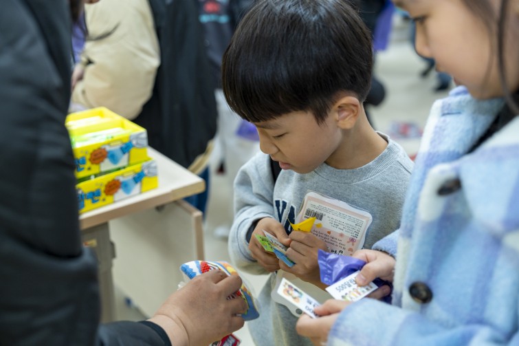 YTo1ODp7czo4OiJGaWxlTmFtZSI7czo0MDoiYTNjODhiYWQtNzBmYi00NTNkLTk5ZmUtM2Y2YzAzYWUyOTY2LmpwZyI7czoxMjoiRmlsZURhdGVUaW1lIjtpOjE3NjQzMTgxMDQ7czo4OiJGaWxlU2l6ZSI7aToxMTM5NTc3O3M6ODoiRmlsZVR5cGUiO2k6MjtzOjg6Ik1pbWVUeXBlIjtzOjEwOiJpbWFnZS9qcGVnIjtzOjEzOiJTZWN0aW9uc0ZvdW5kIjtzOjMwOiJBTllfVEFHLCBJRkQwLCBUSFVNQk5BSUwsIEVYSUYiO3M6ODoiQ09NUFVURUQiO2E6OTp7czo0OiJodG1sIjtzOjI2OiJ3aWR0aD0iMTc1MiIgaGVpZ2h0PSIxMTY4IiI7czo2OiJIZWlnaHQiO2k6MTE2ODtzOjU6IldpZHRoIjtpOjE3NTI7czo3OiJJc0NvbG9yIjtpOjE7czoxNzoiQnl0ZU9yZGVyTW90b3JvbGEiO2k6MDtzOjE1OiJBcGVydHVyZUZOdW1iZXIiO3M6NToiZi8zLjIiO3M6OToiQ29weXJpZ2h0IjtzOjQ6IllBQkMiO3M6MTg6IlRodW1ibmFpbC5GaWxlVHlwZSI7aToyO3M6MTg6IlRodW1ibmFpbC5NaW1lVHlwZSI7czoxMDoiaW1hZ2UvanBlZyI7fXM6NDoiTWFrZSI7czo0OiJTT05ZIjtzOjU6Ik1vZGVsIjtzOjg6IklMQ0UtN000IjtzOjExOiJYUmVzb2x1dGlvbiI7czo1OiIyNDAvMSI7czoxMToiWVJlc29sdXRpb24iO3M6NToiMjQwLzEiO3M6MTQ6IlJlc29sdXRpb25Vbml0IjtpOjI7czo4OiJTb2Z0d2FyZSI7czo1MjoiQWRvYmUgUGhvdG9zaG9wIExpZ2h0cm9vbSBDbGFzc2ljIDE1LjAuMSAoTWFjaW50b3NoKSI7czo4OiJEYXRlVGltZSI7czoxOToiMjAyNToxMToyOCAxNzoxNTo1MiI7czo2OiJBcnRpc3QiO3M6NzoiWUFCQ19TRyI7czo5OiJDb3B5cmlnaHQiO3M6NDoiWUFCQyI7czoxNjoiRXhpZl9JRkRfUG9pbnRlciI7aToyNTQ7czo5OiJUSFVNQk5BSUwiO2E6Njp7czoxMToiQ29tcHJlc3Npb24iO2k6NjtzOjExOiJYUmVzb2x1dGlvbiI7czo0OiI3Mi8xIjtzOjExOiJZUmVzb2x1dGlvbiI7czo0OiI3Mi8xIjtzOjE0OiJSZXNvbHV0aW9uVW5pdCI7aToyO3M6MjE6IkpQRUdJbnRlcmNoYW5nZUZvcm1hdCI7aToxMDQwO3M6Mjc6IkpQRUdJbnRlcmNoYW5nZUZvcm1hdExlbmd0aCI7aToxNDg1Mzt9czoxMjoiRXhwb3N1cmVUaW1lIjtzOjU6IjEvMTI1IjtzOjc6IkZOdW1iZXIiO3M6NToiMzIvMTAiO3M6MTU6IkV4cG9zdXJlUHJvZ3JhbSI7aToxO3M6MTU6IklTT1NwZWVkUmF0aW5ncyI7aTo2NDA7czoxOToiVW5kZWZpbmVkVGFnOjB4ODgzMCI7aToyO3M6MTk6IlVuZGVmaW5lZFRhZzoweDg4MzIiO2k6NjQwO3M6MTE6IkV4aWZWZXJzaW9uIjtzOjQ6IjAyMzIiO3M6MTY6IkRhdGVUaW1lT3JpZ2luYWwiO3M6MTk6IjIwMjU6MTE6MjMgMTI6Mjk6MDAiO3M6MTc6IkRhdGVUaW1lRGlnaXRpemVkIjtzOjE5OiIyMDI1OjExOjIzIDEyOjI5OjAwIjtzOjE5OiJVbmRlZmluZWRUYWc6MHg5MDEwIjtzOjY6IiswOTowMCI7czoxOToiVW5kZWZpbmVkVGFnOjB4OTAxMSI7czo2OiIrMDk6MDAiO3M6MTk6IlVuZGVmaW5lZFRhZzoweDkwMTIiO3M6NjoiKzA5OjAwIjtzOjE3OiJTaHV0dGVyU3BlZWRWYWx1ZSI7czoxNToiNjk2NTc4NC8xMDAwMDAwIjtzOjEzOiJBcGVydHVyZVZhbHVlIjtzOjE1OiIzMzU2MTQ0LzEwMDAwMDAiO3M6MTU6IkJyaWdodG5lc3NWYWx1ZSI7czo5OiI1MzQ0LzI1NjAiO3M6MTc6IkV4cG9zdXJlQmlhc1ZhbHVlIjtzOjQ6IjAvMTAiO3M6MTY6Ik1heEFwZXJ0dXJlVmFsdWUiO3M6NzoiNzYwLzI1NiI7czoxMjoiTWV0ZXJpbmdNb2RlIjtpOjU7czoxMToiTGlnaHRTb3VyY2UiO2k6MDtzOjU6IkZsYXNoIjtpOjE2O3M6MTE6IkZvY2FsTGVuZ3RoIjtzOjY6IjQ3MC8xMCI7czoxODoiU3ViU2VjVGltZU9yaWdpbmFsIjtzOjM6IjU2NiI7czoxOToiU3ViU2VjVGltZURpZ2l0aXplZCI7czozOiI1NjYiO3M6MTA6IkNvbG9yU3BhY2UiO2k6NjU1MzU7czoyMToiRm9jYWxQbGFuZVhSZXNvbHV0aW9uIjtzOjE0OiI2NDQ0OTMzOS8zMjc2OCI7czoyMToiRm9jYWxQbGFuZVlSZXNvbHV0aW9uIjtzOjE0OiI2NDQ0OTMzOS8zMjc2OCI7czoyNDoiRm9jYWxQbGFuZVJlc29sdXRpb25Vbml0IjtpOjM7czoxMDoiRmlsZVNvdXJjZSI7czoxOiIDIjtzOjk6IlNjZW5lVHlwZSI7czoxOiIBIjtzOjE0OiJDdXN0b21SZW5kZXJlZCI7aTowO3M6MTI6IkV4cG9zdXJlTW9kZSI7aToxO3M6MTI6IldoaXRlQmFsYW5jZSI7aToxO3M6MTY6IkRpZ2l0YWxab29tUmF0aW8iO3M6NToiMTYvMTYiO3M6MjE6IkZvY2FsTGVuZ3RoSW4zNW1tRmlsbSI7aTo0NztzOjE2OiJTY2VuZUNhcHR1cmVUeXBlIjtpOjA7czo4OiJDb250cmFzdCI7aTowO3M6MTA6IlNhdHVyYXRpb24iO2k6MDtzOjk6IlNoYXJwbmVzcyI7aTowO3M6MTk6IlVuZGVmaW5lZFRhZzoweEE0MzIiO2E6NDp7aTowO3M6NjoiMjQwLzEwIjtpOjE7czo2OiI3MDAvMTAiO2k6MjtzOjU6IjI4LzEwIjtpOjM7czo1OiIyOC8xMCI7fXM6MTk6IlVuZGVmaW5lZFRhZzoweEE0MzQiO3M6MjE6IkZFIDI0LTcwbW0gRjIuOCBHTSBJSSI7fQ==