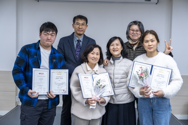 YTo1ODp7czo4OiJGaWxlTmFtZSI7czo0MDoiYTU4ZjA0NjYtM2FhNi00NTE3LTg3NjUtMDY3ZjkyZjg0ZjhiLmpwZyI7czoxMjoiRmlsZURhdGVUaW1lIjtpOjE3NjUxNjY5NzI7czo4OiJGaWxlU2l6ZSI7aToyNDMwODIzO3M6ODoiRmlsZVR5cGUiO2k6MjtzOjg6Ik1pbWVUeXBlIjtzOjEwOiJpbWFnZS9qcGVnIjtzOjEzOiJTZWN0aW9uc0ZvdW5kIjtzOjMwOiJBTllfVEFHLCBJRkQwLCBUSFVNQk5BSUwsIEVYSUYiO3M6ODoiQ09NUFVURUQiO2E6OTp7czo0OiJodG1sIjtzOjI2OiJ3aWR0aD0iMjQwMCIgaGVpZ2h0PSIxNjAwIiI7czo2OiJIZWlnaHQiO2k6MTYwMDtzOjU6IldpZHRoIjtpOjI0MDA7czo3OiJJc0NvbG9yIjtpOjE7czoxNzoiQnl0ZU9yZGVyTW90b3JvbGEiO2k6MDtzOjE1OiJBcGVydHVyZUZOdW1iZXIiO3M6NToiZi8zLjIiO3M6OToiQ29weXJpZ2h0IjtzOjQ6IllBQkMiO3M6MTg6IlRodW1ibmFpbC5GaWxlVHlwZSI7aToyO3M6MTg6IlRodW1ibmFpbC5NaW1lVHlwZSI7czoxMDoiaW1hZ2UvanBlZyI7fXM6NDoiTWFrZSI7czo0OiJTT05ZIjtzOjU6Ik1vZGVsIjtzOjg6IklMQ0UtN000IjtzOjExOiJYUmVzb2x1dGlvbiI7czo1OiIyNDAvMSI7czoxMToiWVJlc29sdXRpb24iO3M6NToiMjQwLzEiO3M6MTQ6IlJlc29sdXRpb25Vbml0IjtpOjI7czo4OiJTb2Z0d2FyZSI7czo1MjoiQWRvYmUgUGhvdG9zaG9wIExpZ2h0cm9vbSBDbGFzc2ljIDE0LjEuMSAoTWFjaW50b3NoKSI7czo4OiJEYXRlVGltZSI7czoxOToiMjAyNToxMjowOCAxMzowOToyMCI7czo2OiJBcnRpc3QiO3M6NzoiWUFCQ19TRyI7czo5OiJDb3B5cmlnaHQiO3M6NDoiWUFCQyI7czoxNjoiRXhpZl9JRkRfUG9pbnRlciI7aToyNTQ7czo5OiJUSFVNQk5BSUwiO2E6Njp7czoxMToiQ29tcHJlc3Npb24iO2k6NjtzOjExOiJYUmVzb2x1dGlvbiI7czo0OiI3Mi8xIjtzOjExOiJZUmVzb2x1dGlvbiI7czo0OiI3Mi8xIjtzOjE0OiJSZXNvbHV0aW9uVW5pdCI7aToyO3M6MjE6IkpQRUdJbnRlcmNoYW5nZUZvcm1hdCI7aToxMDQwO3M6Mjc6IkpQRUdJbnRlcmNoYW5nZUZvcm1hdExlbmd0aCI7aToxNDU0NDt9czoxMjoiRXhwb3N1cmVUaW1lIjtzOjQ6IjEvNjAiO3M6NzoiRk51bWJlciI7czo1OiIzMi8xMCI7czoxNToiRXhwb3N1cmVQcm9ncmFtIjtpOjE7czoxNToiSVNPU3BlZWRSYXRpbmdzIjtpOjEwMDtzOjE5OiJVbmRlZmluZWRUYWc6MHg4ODMwIjtpOjI7czoxOToiVW5kZWZpbmVkVGFnOjB4ODgzMiI7aToxMDA7czoxMToiRXhpZlZlcnNpb24iO3M6NDoiMDIzMiI7czoxNjoiRGF0ZVRpbWVPcmlnaW5hbCI7czoxOToiMjAyNToxMjowNyAxNTo1MjoxNSI7czoxNzoiRGF0ZVRpbWVEaWdpdGl6ZWQiO3M6MTk6IjIwMjU6MTI6MDcgMTU6NTI6MTUiO3M6MTk6IlVuZGVmaW5lZFRhZzoweDkwMTAiO3M6NjoiKzA5OjAwIjtzOjE5OiJVbmRlZmluZWRUYWc6MHg5MDExIjtzOjY6IiswOTowMCI7czoxOToiVW5kZWZpbmVkVGFnOjB4OTAxMiI7czo2OiIrMDk6MDAiO3M6MTc6IlNodXR0ZXJTcGVlZFZhbHVlIjtzOjE1OiI1OTA2ODkxLzEwMDAwMDAiO3M6MTM6IkFwZXJ0dXJlVmFsdWUiO3M6MTU6IjMzNTYxNDQvMTAwMDAwMCI7czoxNToiQnJpZ2h0bmVzc1ZhbHVlIjtzOjk6Ijc5NTQvMjU2MCI7czoxNzoiRXhwb3N1cmVCaWFzVmFsdWUiO3M6NDoiMC8xMCI7czoxNjoiTWF4QXBlcnR1cmVWYWx1ZSI7czo3OiI3NjAvMjU2IjtzOjEyOiJNZXRlcmluZ01vZGUiO2k6NTtzOjExOiJMaWdodFNvdXJjZSI7aTowO3M6NToiRmxhc2giO2k6MTM7czoxMToiRm9jYWxMZW5ndGgiO3M6NjoiNDEwLzEwIjtzOjE4OiJTdWJTZWNUaW1lT3JpZ2luYWwiO3M6MzoiNDQ5IjtzOjE5OiJTdWJTZWNUaW1lRGlnaXRpemVkIjtzOjM6IjQ0OSI7czoxMDoiQ29sb3JTcGFjZSI7aTo2NTUzNTtzOjIxOiJGb2NhbFBsYW5lWFJlc29sdXRpb24iO3M6MTQ6IjY0NDQ5MzM5LzMyNzY4IjtzOjIxOiJGb2NhbFBsYW5lWVJlc29sdXRpb24iO3M6MTQ6IjY0NDQ5MzM5LzMyNzY4IjtzOjI0OiJGb2NhbFBsYW5lUmVzb2x1dGlvblVuaXQiO2k6MztzOjEwOiJGaWxlU291cmNlIjtzOjE6IgMiO3M6OToiU2NlbmVUeXBlIjtzOjE6IgEiO3M6MTQ6IkN1c3RvbVJlbmRlcmVkIjtpOjA7czoxMjoiRXhwb3N1cmVNb2RlIjtpOjE7czoxMjoiV2hpdGVCYWxhbmNlIjtpOjE7czoxNjoiRGlnaXRhbFpvb21SYXRpbyI7czo1OiIxNi8xNiI7czoyMToiRm9jYWxMZW5ndGhJbjM1bW1GaWxtIjtpOjQxO3M6MTY6IlNjZW5lQ2FwdHVyZVR5cGUiO2k6MDtzOjg6IkNvbnRyYXN0IjtpOjA7czoxMDoiU2F0dXJhdGlvbiI7aTowO3M6OToiU2hhcnBuZXNzIjtpOjA7czoxOToiVW5kZWZpbmVkVGFnOjB4QTQzMiI7YTo0OntpOjA7czo2OiIyNDAvMTAiO2k6MTtzOjY6IjcwMC8xMCI7aToyO3M6NToiMjgvMTAiO2k6MztzOjU6IjI4LzEwIjt9czoxOToiVW5kZWZpbmVkVGFnOjB4QTQzNCI7czoyMToiRkUgMjQtNzBtbSBGMi44IEdNIElJIjt9