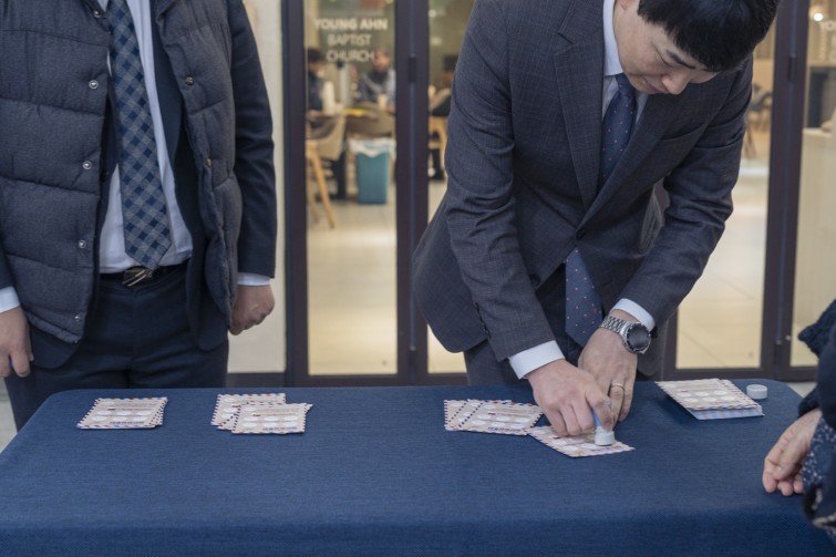 YTo1ODp7czo4OiJGaWxlTmFtZSI7czo0MDoiYjBhYmRiNWUtZWNkMS00ODczLWIxNTktNzdiY2I5Y2ViMDI3LmpwZyI7czoxMjoiRmlsZURhdGVUaW1lIjtpOjE3Njc0Mjk5NDM7czo4OiJGaWxlU2l6ZSI7aToxMDA1NDk5O3M6ODoiRmlsZVR5cGUiO2k6MjtzOjg6Ik1pbWVUeXBlIjtzOjEwOiJpbWFnZS9qcGVnIjtzOjEzOiJTZWN0aW9uc0ZvdW5kIjtzOjMwOiJBTllfVEFHLCBJRkQwLCBUSFVNQk5BSUwsIEVYSUYiO3M6ODoiQ09NUFVURUQiO2E6OTp7czo0OiJodG1sIjtzOjI2OiJ3aWR0aD0iMTUzMiIgaGVpZ2h0PSIxMDIxIiI7czo2OiJIZWlnaHQiO2k6MTAyMTtzOjU6IldpZHRoIjtpOjE1MzI7czo3OiJJc0NvbG9yIjtpOjE7czoxNzoiQnl0ZU9yZGVyTW90b3JvbGEiO2k6MDtzOjE1OiJBcGVydHVyZUZOdW1iZXIiO3M6NToiZi80LjAiO3M6OToiQ29weXJpZ2h0IjtzOjQ6IllBQkMiO3M6MTg6IlRodW1ibmFpbC5GaWxlVHlwZSI7aToyO3M6MTg6IlRodW1ibmFpbC5NaW1lVHlwZSI7czoxMDoiaW1hZ2UvanBlZyI7fXM6NDoiTWFrZSI7czo0OiJTT05ZIjtzOjU6Ik1vZGVsIjtzOjg6IklMQ0UtN000IjtzOjExOiJYUmVzb2x1dGlvbiI7czo1OiIyNDAvMSI7czoxMToiWVJlc29sdXRpb24iO3M6NToiMjQwLzEiO3M6MTQ6IlJlc29sdXRpb25Vbml0IjtpOjI7czo4OiJTb2Z0d2FyZSI7czo1MDoiQWRvYmUgUGhvdG9zaG9wIExpZ2h0cm9vbSBDbGFzc2ljIDE1LjEgKE1hY2ludG9zaCkiO3M6ODoiRGF0ZVRpbWUiO3M6MTk6IjIwMjY6MDE6MDMgMTc6MDk6NTEiO3M6NjoiQXJ0aXN0IjtzOjc6IllBQkNfU0ciO3M6OToiQ29weXJpZ2h0IjtzOjQ6IllBQkMiO3M6MTY6IkV4aWZfSUZEX1BvaW50ZXIiO2k6MjUyO3M6OToiVEhVTUJOQUlMIjthOjY6e3M6MTE6IkNvbXByZXNzaW9uIjtpOjY7czoxMToiWFJlc29sdXRpb24iO3M6NDoiNzIvMSI7czoxMToiWVJlc29sdXRpb24iO3M6NDoiNzIvMSI7czoxNDoiUmVzb2x1dGlvblVuaXQiO2k6MjtzOjIxOiJKUEVHSW50ZXJjaGFuZ2VGb3JtYXQiO2k6MTAzODtzOjI3OiJKUEVHSW50ZXJjaGFuZ2VGb3JtYXRMZW5ndGgiO2k6MTMyNTg7fXM6MTI6IkV4cG9zdXJlVGltZSI7czo0OiIxLzYwIjtzOjc6IkZOdW1iZXIiO3M6MzoiNC8xIjtzOjE1OiJFeHBvc3VyZVByb2dyYW0iO2k6MTtzOjE1OiJJU09TcGVlZFJhdGluZ3MiO2k6NTAwO3M6MTk6IlVuZGVmaW5lZFRhZzoweDg4MzAiO2k6MjtzOjE5OiJVbmRlZmluZWRUYWc6MHg4ODMyIjtpOjUwMDtzOjExOiJFeGlmVmVyc2lvbiI7czo0OiIwMjMyIjtzOjE2OiJEYXRlVGltZU9yaWdpbmFsIjtzOjE5OiIyMDI2OjAxOjAyIDA1OjM4OjA5IjtzOjE3OiJEYXRlVGltZURpZ2l0aXplZCI7czoxOToiMjAyNjowMTowMiAwNTozODowOSI7czoxOToiVW5kZWZpbmVkVGFnOjB4OTAxMCI7czo2OiIrMDk6MDAiO3M6MTk6IlVuZGVmaW5lZFRhZzoweDkwMTEiO3M6NjoiKzA5OjAwIjtzOjE5OiJVbmRlZmluZWRUYWc6MHg5MDEyIjtzOjY6IiswOTowMCI7czoxNzoiU2h1dHRlclNwZWVkVmFsdWUiO3M6MTU6IjU5MDY4OTEvMTAwMDAwMCI7czoxMzoiQXBlcnR1cmVWYWx1ZSI7czozOiI0LzEiO3M6MTU6IkJyaWdodG5lc3NWYWx1ZSI7czo5OiIxMzc0LzI1NjAiO3M6MTc6IkV4cG9zdXJlQmlhc1ZhbHVlIjtzOjQ6IjAvMTAiO3M6MTY6Ik1heEFwZXJ0dXJlVmFsdWUiO3M6NzoiNzYwLzI1NiI7czoxMjoiTWV0ZXJpbmdNb2RlIjtpOjU7czoxMToiTGlnaHRTb3VyY2UiO2k6MDtzOjU6IkZsYXNoIjtpOjE2O3M6MTE6IkZvY2FsTGVuZ3RoIjtzOjY6IjQ1MC8xMCI7czoxODoiU3ViU2VjVGltZU9yaWdpbmFsIjtzOjM6IjY0OSI7czoxOToiU3ViU2VjVGltZURpZ2l0aXplZCI7czozOiI2NDkiO3M6MTA6IkNvbG9yU3BhY2UiO2k6NjU1MzU7czoyMToiRm9jYWxQbGFuZVhSZXNvbHV0aW9uIjtzOjE0OiI2NDQ0OTMzOS8zMjc2OCI7czoyMToiRm9jYWxQbGFuZVlSZXNvbHV0aW9uIjtzOjE0OiI2NDQ0OTMzOS8zMjc2OCI7czoyNDoiRm9jYWxQbGFuZVJlc29sdXRpb25Vbml0IjtpOjM7czoxMDoiRmlsZVNvdXJjZSI7czoxOiIDIjtzOjk6IlNjZW5lVHlwZSI7czoxOiIBIjtzOjE0OiJDdXN0b21SZW5kZXJlZCI7aTowO3M6MTI6IkV4cG9zdXJlTW9kZSI7aToxO3M6MTI6IldoaXRlQmFsYW5jZSI7aTowO3M6MTY6IkRpZ2l0YWxab29tUmF0aW8iO3M6NToiMTYvMTYiO3M6MjE6IkZvY2FsTGVuZ3RoSW4zNW1tRmlsbSI7aTo0NTtzOjE2OiJTY2VuZUNhcHR1cmVUeXBlIjtpOjA7czo4OiJDb250cmFzdCI7aTowO3M6MTA6IlNhdHVyYXRpb24iO2k6MDtzOjk6IlNoYXJwbmVzcyI7aTowO3M6MTk6IlVuZGVmaW5lZFRhZzoweEE0MzIiO2E6NDp7aTowO3M6NjoiMjQwLzEwIjtpOjE7czo2OiI3MDAvMTAiO2k6MjtzOjU6IjI4LzEwIjtpOjM7czo1OiIyOC8xMCI7fXM6MTk6IlVuZGVmaW5lZFRhZzoweEE0MzQiO3M6MjE6IkZFIDI0LTcwbW0gRjIuOCBHTSBJSSI7fQ==