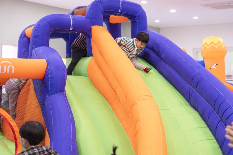 YTo1ODp7czo4OiJGaWxlTmFtZSI7czo0MDoiYjdkNjg3MzYtOGVlYi00NmMxLTg0ZDMtMzFjMmE0MTg1ZGJjLmpwZyI7czoxMjoiRmlsZURhdGVUaW1lIjtpOjE3Njc2NjY1OTA7czo4OiJGaWxlU2l6ZSI7aToxMzExMTE4O3M6ODoiRmlsZVR5cGUiO2k6MjtzOjg6Ik1pbWVUeXBlIjtzOjEwOiJpbWFnZS9qcGVnIjtzOjEzOiJTZWN0aW9uc0ZvdW5kIjtzOjMwOiJBTllfVEFHLCBJRkQwLCBUSFVNQk5BSUwsIEVYSUYiO3M6ODoiQ09NUFVURUQiO2E6OTp7czo0OiJodG1sIjtzOjI2OiJ3aWR0aD0iMTc1MiIgaGVpZ2h0PSIxMTY4IiI7czo2OiJIZWlnaHQiO2k6MTE2ODtzOjU6IldpZHRoIjtpOjE3NTI7czo3OiJJc0NvbG9yIjtpOjE7czoxNzoiQnl0ZU9yZGVyTW90b3JvbGEiO2k6MDtzOjE1OiJBcGVydHVyZUZOdW1iZXIiO3M6NToiZi8yLjgiO3M6OToiQ29weXJpZ2h0IjtzOjQ6IllBQkMiO3M6MTg6IlRodW1ibmFpbC5GaWxlVHlwZSI7aToyO3M6MTg6IlRodW1ibmFpbC5NaW1lVHlwZSI7czoxMDoiaW1hZ2UvanBlZyI7fXM6NDoiTWFrZSI7czo0OiJTT05ZIjtzOjU6Ik1vZGVsIjtzOjg6IklMQ0UtN000IjtzOjExOiJYUmVzb2x1dGlvbiI7czo1OiIyNDAvMSI7czoxMToiWVJlc29sdXRpb24iO3M6NToiMjQwLzEiO3M6MTQ6IlJlc29sdXRpb25Vbml0IjtpOjI7czo4OiJTb2Z0d2FyZSI7czo1MDoiQWRvYmUgUGhvdG9zaG9wIExpZ2h0cm9vbSBDbGFzc2ljIDE1LjEgKE1hY2ludG9zaCkiO3M6ODoiRGF0ZVRpbWUiO3M6MTk6IjIwMjY6MDE6MDYgMTE6MjY6NDciO3M6NjoiQXJ0aXN0IjtzOjc6IllBQkNfU0ciO3M6OToiQ29weXJpZ2h0IjtzOjQ6IllBQkMiO3M6MTY6IkV4aWZfSUZEX1BvaW50ZXIiO2k6MjUyO3M6OToiVEhVTUJOQUlMIjthOjY6e3M6MTE6IkNvbXByZXNzaW9uIjtpOjY7czoxMToiWFJlc29sdXRpb24iO3M6NDoiNzIvMSI7czoxMToiWVJlc29sdXRpb24iO3M6NDoiNzIvMSI7czoxNDoiUmVzb2x1dGlvblVuaXQiO2k6MjtzOjIxOiJKUEVHSW50ZXJjaGFuZ2VGb3JtYXQiO2k6MTAzODtzOjI3OiJKUEVHSW50ZXJjaGFuZ2VGb3JtYXRMZW5ndGgiO2k6MTQ4MTU7fXM6MTI6IkV4cG9zdXJlVGltZSI7czo1OiIxLzIwMCI7czo3OiJGTnVtYmVyIjtzOjU6IjI4LzEwIjtzOjE1OiJFeHBvc3VyZVByb2dyYW0iO2k6MTtzOjE1OiJJU09TcGVlZFJhdGluZ3MiO2k6NjQwO3M6MTk6IlVuZGVmaW5lZFRhZzoweDg4MzAiO2k6MjtzOjE5OiJVbmRlZmluZWRUYWc6MHg4ODMyIjtpOjY0MDtzOjExOiJFeGlmVmVyc2lvbiI7czo0OiIwMjMyIjtzOjE2OiJEYXRlVGltZU9yaWdpbmFsIjtzOjE5OiIyMDI2OjAxOjA0IDEyOjE4OjExIjtzOjE3OiJEYXRlVGltZURpZ2l0aXplZCI7czoxOToiMjAyNjowMTowNCAxMjoxODoxMSI7czoxOToiVW5kZWZpbmVkVGFnOjB4OTAxMCI7czo2OiIrMDk6MDAiO3M6MTk6IlVuZGVmaW5lZFRhZzoweDkwMTEiO3M6NjoiKzA5OjAwIjtzOjE5OiJVbmRlZmluZWRUYWc6MHg5MDEyIjtzOjY6IiswOTowMCI7czoxNzoiU2h1dHRlclNwZWVkVmFsdWUiO3M6MTU6Ijc2NDM4NTYvMTAwMDAwMCI7czoxMzoiQXBlcnR1cmVWYWx1ZSI7czoxNToiMjk3MDg1NC8xMDAwMDAwIjtzOjE1OiJCcmlnaHRuZXNzVmFsdWUiO3M6OToiODUxNC8yNTYwIjtzOjE3OiJFeHBvc3VyZUJpYXNWYWx1ZSI7czo0OiIwLzEwIjtzOjE2OiJNYXhBcGVydHVyZVZhbHVlIjtzOjc6Ijc2MC8yNTYiO3M6MTI6Ik1ldGVyaW5nTW9kZSI7aTo1O3M6MTE6IkxpZ2h0U291cmNlIjtpOjA7czo1OiJGbGFzaCI7aToxNjtzOjExOiJGb2NhbExlbmd0aCI7czo2OiI1MDAvMTAiO3M6MTg6IlN1YlNlY1RpbWVPcmlnaW5hbCI7czozOiI5NDkiO3M6MTk6IlN1YlNlY1RpbWVEaWdpdGl6ZWQiO3M6MzoiOTQ5IjtzOjEwOiJDb2xvclNwYWNlIjtpOjY1NTM1O3M6MjE6IkZvY2FsUGxhbmVYUmVzb2x1dGlvbiI7czoxNDoiNjQ0NDkzMzkvMzI3NjgiO3M6MjE6IkZvY2FsUGxhbmVZUmVzb2x1dGlvbiI7czoxNDoiNjQ0NDkzMzkvMzI3NjgiO3M6MjQ6IkZvY2FsUGxhbmVSZXNvbHV0aW9uVW5pdCI7aTozO3M6MTA6IkZpbGVTb3VyY2UiO3M6MToiAyI7czo5OiJTY2VuZVR5cGUiO3M6MToiASI7czoxNDoiQ3VzdG9tUmVuZGVyZWQiO2k6MDtzOjEyOiJFeHBvc3VyZU1vZGUiO2k6MTtzOjEyOiJXaGl0ZUJhbGFuY2UiO2k6MDtzOjE2OiJEaWdpdGFsWm9vbVJhdGlvIjtzOjU6IjE2LzE2IjtzOjIxOiJGb2NhbExlbmd0aEluMzVtbUZpbG0iO2k6NTA7czoxNjoiU2NlbmVDYXB0dXJlVHlwZSI7aTowO3M6ODoiQ29udHJhc3QiO2k6MDtzOjEwOiJTYXR1cmF0aW9uIjtpOjA7czo5OiJTaGFycG5lc3MiO2k6MDtzOjE5OiJVbmRlZmluZWRUYWc6MHhBNDMyIjthOjQ6e2k6MDtzOjY6IjI0MC8xMCI7aToxO3M6NjoiNzAwLzEwIjtpOjI7czo1OiIyOC8xMCI7aTozO3M6NToiMjgvMTAiO31zOjE5OiJVbmRlZmluZWRUYWc6MHhBNDM0IjtzOjIxOiJGRSAyNC03MG1tIEYyLjggR00gSUkiO30=