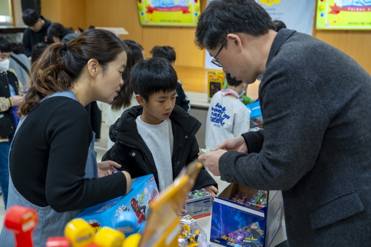 YTo1ODp7czo4OiJGaWxlTmFtZSI7czo0MDoiYzI3MzRkZjEtOThiYi00YzZjLWFhMTUtYzIyYTg0Mjk0NjdiLmpwZyI7czoxMjoiRmlsZURhdGVUaW1lIjtpOjE3NjQzMTgxMDY7czo4OiJGaWxlU2l6ZSI7aToxMzM4NjgwO3M6ODoiRmlsZVR5cGUiO2k6MjtzOjg6Ik1pbWVUeXBlIjtzOjEwOiJpbWFnZS9qcGVnIjtzOjEzOiJTZWN0aW9uc0ZvdW5kIjtzOjMwOiJBTllfVEFHLCBJRkQwLCBUSFVNQk5BSUwsIEVYSUYiO3M6ODoiQ09NUFVURUQiO2E6OTp7czo0OiJodG1sIjtzOjI2OiJ3aWR0aD0iMTc1MiIgaGVpZ2h0PSIxMTY4IiI7czo2OiJIZWlnaHQiO2k6MTE2ODtzOjU6IldpZHRoIjtpOjE3NTI7czo3OiJJc0NvbG9yIjtpOjE7czoxNzoiQnl0ZU9yZGVyTW90b3JvbGEiO2k6MDtzOjE1OiJBcGVydHVyZUZOdW1iZXIiO3M6NToiZi8zLjIiO3M6OToiQ29weXJpZ2h0IjtzOjQ6IllBQkMiO3M6MTg6IlRodW1ibmFpbC5GaWxlVHlwZSI7aToyO3M6MTg6IlRodW1ibmFpbC5NaW1lVHlwZSI7czoxMDoiaW1hZ2UvanBlZyI7fXM6NDoiTWFrZSI7czo0OiJTT05ZIjtzOjU6Ik1vZGVsIjtzOjg6IklMQ0UtN000IjtzOjExOiJYUmVzb2x1dGlvbiI7czo1OiIyNDAvMSI7czoxMToiWVJlc29sdXRpb24iO3M6NToiMjQwLzEiO3M6MTQ6IlJlc29sdXRpb25Vbml0IjtpOjI7czo4OiJTb2Z0d2FyZSI7czo1MjoiQWRvYmUgUGhvdG9zaG9wIExpZ2h0cm9vbSBDbGFzc2ljIDE1LjAuMSAoTWFjaW50b3NoKSI7czo4OiJEYXRlVGltZSI7czoxOToiMjAyNToxMToyOCAxNzoxNjowNCI7czo2OiJBcnRpc3QiO3M6NzoiWUFCQ19TRyI7czo5OiJDb3B5cmlnaHQiO3M6NDoiWUFCQyI7czoxNjoiRXhpZl9JRkRfUG9pbnRlciI7aToyNTQ7czo5OiJUSFVNQk5BSUwiO2E6Njp7czoxMToiQ29tcHJlc3Npb24iO2k6NjtzOjExOiJYUmVzb2x1dGlvbiI7czo0OiI3Mi8xIjtzOjExOiJZUmVzb2x1dGlvbiI7czo0OiI3Mi8xIjtzOjE0OiJSZXNvbHV0aW9uVW5pdCI7aToyO3M6MjE6IkpQRUdJbnRlcmNoYW5nZUZvcm1hdCI7aToxMDQwO3M6Mjc6IkpQRUdJbnRlcmNoYW5nZUZvcm1hdExlbmd0aCI7aToxODQ0Mzt9czoxMjoiRXhwb3N1cmVUaW1lIjtzOjU6IjEvMTI1IjtzOjc6IkZOdW1iZXIiO3M6NToiMzIvMTAiO3M6MTU6IkV4cG9zdXJlUHJvZ3JhbSI7aToxO3M6MTU6IklTT1NwZWVkUmF0aW5ncyI7aTo2NDA7czoxOToiVW5kZWZpbmVkVGFnOjB4ODgzMCI7aToyO3M6MTk6IlVuZGVmaW5lZFRhZzoweDg4MzIiO2k6NjQwO3M6MTE6IkV4aWZWZXJzaW9uIjtzOjQ6IjAyMzIiO3M6MTY6IkRhdGVUaW1lT3JpZ2luYWwiO3M6MTk6IjIwMjU6MTE6MjMgMTI6MzE6MzEiO3M6MTc6IkRhdGVUaW1lRGlnaXRpemVkIjtzOjE5OiIyMDI1OjExOjIzIDEyOjMxOjMxIjtzOjE5OiJVbmRlZmluZWRUYWc6MHg5MDEwIjtzOjY6IiswOTowMCI7czoxOToiVW5kZWZpbmVkVGFnOjB4OTAxMSI7czo2OiIrMDk6MDAiO3M6MTk6IlVuZGVmaW5lZFRhZzoweDkwMTIiO3M6NjoiKzA5OjAwIjtzOjE3OiJTaHV0dGVyU3BlZWRWYWx1ZSI7czoxNToiNjk2NTc4NC8xMDAwMDAwIjtzOjEzOiJBcGVydHVyZVZhbHVlIjtzOjE1OiIzMzU2MTQ0LzEwMDAwMDAiO3M6MTU6IkJyaWdodG5lc3NWYWx1ZSI7czo5OiI1MDc0LzI1NjAiO3M6MTc6IkV4cG9zdXJlQmlhc1ZhbHVlIjtzOjQ6IjAvMTAiO3M6MTY6Ik1heEFwZXJ0dXJlVmFsdWUiO3M6NzoiNzYwLzI1NiI7czoxMjoiTWV0ZXJpbmdNb2RlIjtpOjU7czoxMToiTGlnaHRTb3VyY2UiO2k6MDtzOjU6IkZsYXNoIjtpOjE2O3M6MTE6IkZvY2FsTGVuZ3RoIjtzOjY6IjM2MC8xMCI7czoxODoiU3ViU2VjVGltZU9yaWdpbmFsIjtzOjM6IjIxMyI7czoxOToiU3ViU2VjVGltZURpZ2l0aXplZCI7czozOiIyMTMiO3M6MTA6IkNvbG9yU3BhY2UiO2k6NjU1MzU7czoyMToiRm9jYWxQbGFuZVhSZXNvbHV0aW9uIjtzOjE0OiI2NDQ0OTMzOS8zMjc2OCI7czoyMToiRm9jYWxQbGFuZVlSZXNvbHV0aW9uIjtzOjE0OiI2NDQ0OTMzOS8zMjc2OCI7czoyNDoiRm9jYWxQbGFuZVJlc29sdXRpb25Vbml0IjtpOjM7czoxMDoiRmlsZVNvdXJjZSI7czoxOiIDIjtzOjk6IlNjZW5lVHlwZSI7czoxOiIBIjtzOjE0OiJDdXN0b21SZW5kZXJlZCI7aTowO3M6MTI6IkV4cG9zdXJlTW9kZSI7aToxO3M6MTI6IldoaXRlQmFsYW5jZSI7aToxO3M6MTY6IkRpZ2l0YWxab29tUmF0aW8iO3M6NToiMTYvMTYiO3M6MjE6IkZvY2FsTGVuZ3RoSW4zNW1tRmlsbSI7aTozNjtzOjE2OiJTY2VuZUNhcHR1cmVUeXBlIjtpOjA7czo4OiJDb250cmFzdCI7aTowO3M6MTA6IlNhdHVyYXRpb24iO2k6MDtzOjk6IlNoYXJwbmVzcyI7aTowO3M6MTk6IlVuZGVmaW5lZFRhZzoweEE0MzIiO2E6NDp7aTowO3M6NjoiMjQwLzEwIjtpOjE7czo2OiI3MDAvMTAiO2k6MjtzOjU6IjI4LzEwIjtpOjM7czo1OiIyOC8xMCI7fXM6MTk6IlVuZGVmaW5lZFRhZzoweEE0MzQiO3M6MjE6IkZFIDI0LTcwbW0gRjIuOCBHTSBJSSI7fQ==