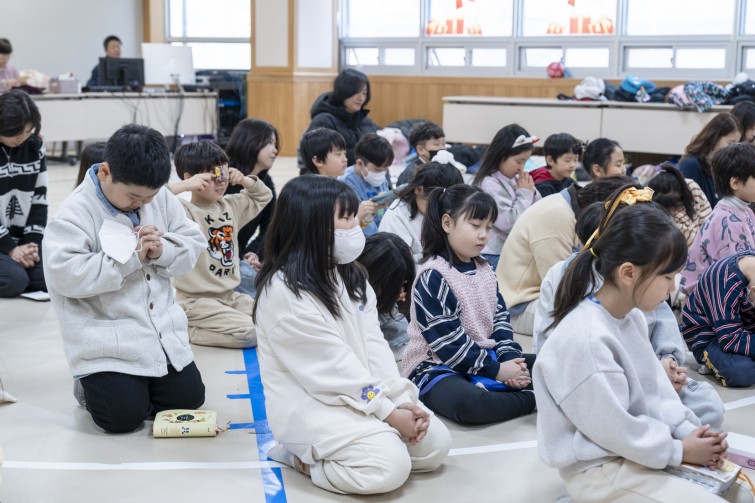 YTo1ODp7czo4OiJGaWxlTmFtZSI7czo0MDoiYzVlZjdmOTAtMTg1Mi00YTQ1LWFiMTYtYmEwNmJjNDM1YWVlLmpwZyI7czoxMjoiRmlsZURhdGVUaW1lIjtpOjE3Njc2NjY1ODc7czo4OiJGaWxlU2l6ZSI7aToxMjEzNjg1O3M6ODoiRmlsZVR5cGUiO2k6MjtzOjg6Ik1pbWVUeXBlIjtzOjEwOiJpbWFnZS9qcGVnIjtzOjEzOiJTZWN0aW9uc0ZvdW5kIjtzOjMwOiJBTllfVEFHLCBJRkQwLCBUSFVNQk5BSUwsIEVYSUYiO3M6ODoiQ09NUFVURUQiO2E6OTp7czo0OiJodG1sIjtzOjI2OiJ3aWR0aD0iMTY1NSIgaGVpZ2h0PSIxMTAzIiI7czo2OiJIZWlnaHQiO2k6MTEwMztzOjU6IldpZHRoIjtpOjE2NTU7czo3OiJJc0NvbG9yIjtpOjE7czoxNzoiQnl0ZU9yZGVyTW90b3JvbGEiO2k6MDtzOjE1OiJBcGVydHVyZUZOdW1iZXIiO3M6NToiZi80LjAiO3M6OToiQ29weXJpZ2h0IjtzOjQ6IllBQkMiO3M6MTg6IlRodW1ibmFpbC5GaWxlVHlwZSI7aToyO3M6MTg6IlRodW1ibmFpbC5NaW1lVHlwZSI7czoxMDoiaW1hZ2UvanBlZyI7fXM6NDoiTWFrZSI7czo0OiJTT05ZIjtzOjU6Ik1vZGVsIjtzOjg6IklMQ0UtN000IjtzOjExOiJYUmVzb2x1dGlvbiI7czo1OiIyNDAvMSI7czoxMToiWVJlc29sdXRpb24iO3M6NToiMjQwLzEiO3M6MTQ6IlJlc29sdXRpb25Vbml0IjtpOjI7czo4OiJTb2Z0d2FyZSI7czo1MDoiQWRvYmUgUGhvdG9zaG9wIExpZ2h0cm9vbSBDbGFzc2ljIDE1LjEgKE1hY2ludG9zaCkiO3M6ODoiRGF0ZVRpbWUiO3M6MTk6IjIwMjY6MDE6MDYgMTE6MjY6MzEiO3M6NjoiQXJ0aXN0IjtzOjc6IllBQkNfU0ciO3M6OToiQ29weXJpZ2h0IjtzOjQ6IllBQkMiO3M6MTY6IkV4aWZfSUZEX1BvaW50ZXIiO2k6MjUyO3M6OToiVEhVTUJOQUlMIjthOjY6e3M6MTE6IkNvbXByZXNzaW9uIjtpOjY7czoxMToiWFJlc29sdXRpb24iO3M6NDoiNzIvMSI7czoxMToiWVJlc29sdXRpb24iO3M6NDoiNzIvMSI7czoxNDoiUmVzb2x1dGlvblVuaXQiO2k6MjtzOjIxOiJKUEVHSW50ZXJjaGFuZ2VGb3JtYXQiO2k6MTAzODtzOjI3OiJKUEVHSW50ZXJjaGFuZ2VGb3JtYXRMZW5ndGgiO2k6MTg3NjY7fXM6MTI6IkV4cG9zdXJlVGltZSI7czo0OiIxLzgwIjtzOjc6IkZOdW1iZXIiO3M6MzoiNC8xIjtzOjE1OiJFeHBvc3VyZVByb2dyYW0iO2k6MTtzOjE1OiJJU09TcGVlZFJhdGluZ3MiO2k6MzIwO3M6MTk6IlVuZGVmaW5lZFRhZzoweDg4MzAiO2k6MjtzOjE5OiJVbmRlZmluZWRUYWc6MHg4ODMyIjtpOjMyMDtzOjExOiJFeGlmVmVyc2lvbiI7czo0OiIwMjMyIjtzOjE2OiJEYXRlVGltZU9yaWdpbmFsIjtzOjE5OiIyMDI2OjAxOjA0IDEyOjAwOjUzIjtzOjE3OiJEYXRlVGltZURpZ2l0aXplZCI7czoxOToiMjAyNjowMTowNCAxMjowMDo1MyI7czoxOToiVW5kZWZpbmVkVGFnOjB4OTAxMCI7czo2OiIrMDk6MDAiO3M6MTk6IlVuZGVmaW5lZFRhZzoweDkwMTEiO3M6NjoiKzA5OjAwIjtzOjE5OiJVbmRlZmluZWRUYWc6MHg5MDEyIjtzOjY6IiswOTowMCI7czoxNzoiU2h1dHRlclNwZWVkVmFsdWUiO3M6MTU6IjYzMjE5MjgvMTAwMDAwMCI7czoxMzoiQXBlcnR1cmVWYWx1ZSI7czozOiI0LzEiO3M6MTU6IkJyaWdodG5lc3NWYWx1ZSI7czo5OiI5NjM0LzI1NjAiO3M6MTc6IkV4cG9zdXJlQmlhc1ZhbHVlIjtzOjQ6IjAvMTAiO3M6MTY6Ik1heEFwZXJ0dXJlVmFsdWUiO3M6NzoiNzYwLzI1NiI7czoxMjoiTWV0ZXJpbmdNb2RlIjtpOjU7czoxMToiTGlnaHRTb3VyY2UiO2k6MDtzOjU6IkZsYXNoIjtpOjE2O3M6MTE6IkZvY2FsTGVuZ3RoIjtzOjY6IjUwMC8xMCI7czoxODoiU3ViU2VjVGltZU9yaWdpbmFsIjtzOjM6Ijc2NyI7czoxOToiU3ViU2VjVGltZURpZ2l0aXplZCI7czozOiI3NjciO3M6MTA6IkNvbG9yU3BhY2UiO2k6NjU1MzU7czoyMToiRm9jYWxQbGFuZVhSZXNvbHV0aW9uIjtzOjE0OiI2NDQ0OTMzOS8zMjc2OCI7czoyMToiRm9jYWxQbGFuZVlSZXNvbHV0aW9uIjtzOjE0OiI2NDQ0OTMzOS8zMjc2OCI7czoyNDoiRm9jYWxQbGFuZVJlc29sdXRpb25Vbml0IjtpOjM7czoxMDoiRmlsZVNvdXJjZSI7czoxOiIDIjtzOjk6IlNjZW5lVHlwZSI7czoxOiIBIjtzOjE0OiJDdXN0b21SZW5kZXJlZCI7aTowO3M6MTI6IkV4cG9zdXJlTW9kZSI7aToxO3M6MTI6IldoaXRlQmFsYW5jZSI7aTowO3M6MTY6IkRpZ2l0YWxab29tUmF0aW8iO3M6NToiMTYvMTYiO3M6MjE6IkZvY2FsTGVuZ3RoSW4zNW1tRmlsbSI7aTo1MDtzOjE2OiJTY2VuZUNhcHR1cmVUeXBlIjtpOjA7czo4OiJDb250cmFzdCI7aTowO3M6MTA6IlNhdHVyYXRpb24iO2k6MDtzOjk6IlNoYXJwbmVzcyI7aTowO3M6MTk6IlVuZGVmaW5lZFRhZzoweEE0MzIiO2E6NDp7aTowO3M6NjoiMjQwLzEwIjtpOjE7czo2OiI3MDAvMTAiO2k6MjtzOjU6IjI4LzEwIjtpOjM7czo1OiIyOC8xMCI7fXM6MTk6IlVuZGVmaW5lZFRhZzoweEE0MzQiO3M6MjE6IkZFIDI0LTcwbW0gRjIuOCBHTSBJSSI7fQ==