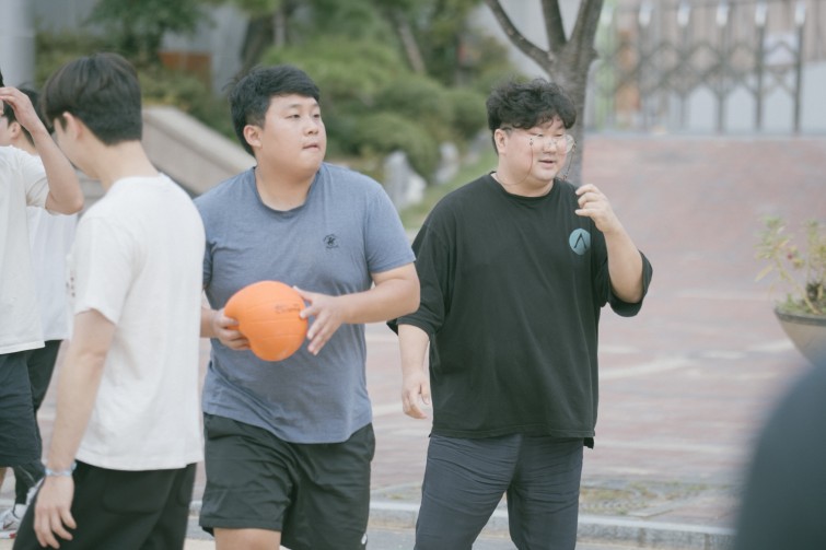 YTo1ODp7czo4OiJGaWxlTmFtZSI7czo0MDoiY2JlNDU0ZjEtYzA1ZC00NmI2LTk4ZTEtMTkwOGM5MjNhYzEwLmpwZyI7czoxMjoiRmlsZURhdGVUaW1lIjtpOjE3NjA1MTQyNjk7czo4OiJGaWxlU2l6ZSI7aToxMDI4Nzg0O3M6ODoiRmlsZVR5cGUiO2k6MjtzOjg6Ik1pbWVUeXBlIjtzOjEwOiJpbWFnZS9qcGVnIjtzOjEzOiJTZWN0aW9uc0ZvdW5kIjtzOjMwOiJBTllfVEFHLCBJRkQwLCBUSFVNQk5BSUwsIEVYSUYiO3M6ODoiQ09NUFVURUQiO2E6OTp7czo0OiJodG1sIjtzOjI2OiJ3aWR0aD0iMTc1MiIgaGVpZ2h0PSIxMTY4IiI7czo2OiJIZWlnaHQiO2k6MTE2ODtzOjU6IldpZHRoIjtpOjE3NTI7czo3OiJJc0NvbG9yIjtpOjE7czoxNzoiQnl0ZU9yZGVyTW90b3JvbGEiO2k6MDtzOjE1OiJBcGVydHVyZUZOdW1iZXIiO3M6NToiZi80LjAiO3M6OToiQ29weXJpZ2h0IjtzOjQ6IllBQkMiO3M6MTg6IlRodW1ibmFpbC5GaWxlVHlwZSI7aToyO3M6MTg6IlRodW1ibmFpbC5NaW1lVHlwZSI7czoxMDoiaW1hZ2UvanBlZyI7fXM6NDoiTWFrZSI7czo0OiJTT05ZIjtzOjU6Ik1vZGVsIjtzOjg6IklMQ0UtN000IjtzOjExOiJYUmVzb2x1dGlvbiI7czo1OiIyNDAvMSI7czoxMToiWVJlc29sdXRpb24iO3M6NToiMjQwLzEiO3M6MTQ6IlJlc29sdXRpb25Vbml0IjtpOjI7czo4OiJTb2Z0d2FyZSI7czo1MjoiQWRvYmUgUGhvdG9zaG9wIExpZ2h0cm9vbSBDbGFzc2ljIDE0LjUuMSAoTWFjaW50b3NoKSI7czo4OiJEYXRlVGltZSI7czoxOToiMjAyNToxMDoxMyAxMzozMTowNSI7czo2OiJBcnRpc3QiO3M6NzoiWUFCQ19TRyI7czo5OiJDb3B5cmlnaHQiO3M6NDoiWUFCQyI7czoxNjoiRXhpZl9JRkRfUG9pbnRlciI7aToyNTQ7czo5OiJUSFVNQk5BSUwiO2E6Njp7czoxMToiQ29tcHJlc3Npb24iO2k6NjtzOjExOiJYUmVzb2x1dGlvbiI7czo0OiI3Mi8xIjtzOjExOiJZUmVzb2x1dGlvbiI7czo0OiI3Mi8xIjtzOjE0OiJSZXNvbHV0aW9uVW5pdCI7aToyO3M6MjE6IkpQRUdJbnRlcmNoYW5nZUZvcm1hdCI7aToxMDQwO3M6Mjc6IkpQRUdJbnRlcmNoYW5nZUZvcm1hdExlbmd0aCI7aToxMjMxNzt9czoxMjoiRXhwb3N1cmVUaW1lIjtzOjU6IjEvNDAwIjtzOjc6IkZOdW1iZXIiO3M6MzoiNC8xIjtzOjE1OiJFeHBvc3VyZVByb2dyYW0iO2k6MTtzOjE1OiJJU09TcGVlZFJhdGluZ3MiO2k6MjAwO3M6MTk6IlVuZGVmaW5lZFRhZzoweDg4MzAiO2k6MjtzOjE5OiJVbmRlZmluZWRUYWc6MHg4ODMyIjtpOjIwMDtzOjExOiJFeGlmVmVyc2lvbiI7czo0OiIwMjMyIjtzOjE2OiJEYXRlVGltZU9yaWdpbmFsIjtzOjE5OiIyMDI1OjEwOjEyIDE0OjIyOjE1IjtzOjE3OiJEYXRlVGltZURpZ2l0aXplZCI7czoxOToiMjAyNToxMDoxMiAxNDoyMjoxNSI7czoxOToiVW5kZWZpbmVkVGFnOjB4OTAxMCI7czo2OiIrMDk6MDAiO3M6MTk6IlVuZGVmaW5lZFRhZzoweDkwMTEiO3M6NjoiKzA5OjAwIjtzOjE5OiJVbmRlZmluZWRUYWc6MHg5MDEyIjtzOjY6IiswOTowMCI7czoxNzoiU2h1dHRlclNwZWVkVmFsdWUiO3M6MTU6Ijg2NDM4NTYvMTAwMDAwMCI7czoxMzoiQXBlcnR1cmVWYWx1ZSI7czozOiI0LzEiO3M6MTU6IkJyaWdodG5lc3NWYWx1ZSI7czoxMDoiMTk0ODQvMjU2MCI7czoxNzoiRXhwb3N1cmVCaWFzVmFsdWUiO3M6NDoiMC8xMCI7czoxNjoiTWF4QXBlcnR1cmVWYWx1ZSI7czo4OiIxMDI0LzI1NiI7czoxMjoiTWV0ZXJpbmdNb2RlIjtpOjU7czoxMToiTGlnaHRTb3VyY2UiO2k6MDtzOjU6IkZsYXNoIjtpOjE2O3M6MTE6IkZvY2FsTGVuZ3RoIjtzOjc6IjE2OTAvMTAiO3M6MTg6IlN1YlNlY1RpbWVPcmlnaW5hbCI7czozOiI3MTAiO3M6MTk6IlN1YlNlY1RpbWVEaWdpdGl6ZWQiO3M6MzoiNzEwIjtzOjEwOiJDb2xvclNwYWNlIjtpOjY1NTM1O3M6MjE6IkZvY2FsUGxhbmVYUmVzb2x1dGlvbiI7czoxNDoiNjQ0NDkzMzkvMzI3NjgiO3M6MjE6IkZvY2FsUGxhbmVZUmVzb2x1dGlvbiI7czoxNDoiNjQ0NDkzMzkvMzI3NjgiO3M6MjQ6IkZvY2FsUGxhbmVSZXNvbHV0aW9uVW5pdCI7aTozO3M6MTA6IkZpbGVTb3VyY2UiO3M6MToiAyI7czo5OiJTY2VuZVR5cGUiO3M6MToiASI7czoxNDoiQ3VzdG9tUmVuZGVyZWQiO2k6MDtzOjEyOiJFeHBvc3VyZU1vZGUiO2k6MTtzOjEyOiJXaGl0ZUJhbGFuY2UiO2k6MTtzOjE2OiJEaWdpdGFsWm9vbVJhdGlvIjtzOjU6IjE2LzE2IjtzOjIxOiJGb2NhbExlbmd0aEluMzVtbUZpbG0iO2k6MTY5O3M6MTY6IlNjZW5lQ2FwdHVyZVR5cGUiO2k6MDtzOjg6IkNvbnRyYXN0IjtpOjA7czoxMDoiU2F0dXJhdGlvbiI7aTowO3M6OToiU2hhcnBuZXNzIjtpOjA7czoxOToiVW5kZWZpbmVkVGFnOjB4QTQzMiI7YTo0OntpOjA7czo2OiI3MDAvMTAiO2k6MTtzOjc6IjIwMDAvMTAiO2k6MjtzOjU6IjQwLzEwIjtpOjM7czo1OiI0MC8xMCI7fXM6MTk6IlVuZGVmaW5lZFRhZzoweEE0MzQiO3M6MjA6IkZFIDcwLTIwMG1tIEY0IEcgT1NTIjt9