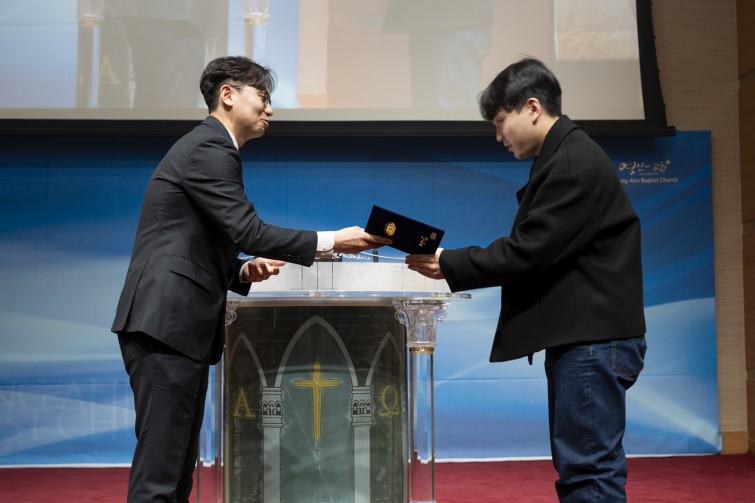 YTo1ODp7czo4OiJGaWxlTmFtZSI7czo0MDoiZGRlODFhZWEtZTI4NS00MjA5LWFhNWUtZGIwNTVlNzAwNmU1LmpwZyI7czoxMjoiRmlsZURhdGVUaW1lIjtpOjE3Njk1NzgyMTY7czo4OiJGaWxlU2l6ZSI7aTo5OTEzODY7czo4OiJGaWxlVHlwZSI7aToyO3M6ODoiTWltZVR5cGUiO3M6MTA6ImltYWdlL2pwZWciO3M6MTM6IlNlY3Rpb25zRm91bmQiO3M6MzA6IkFOWV9UQUcsIElGRDAsIFRIVU1CTkFJTCwgRVhJRiI7czo4OiJDT01QVVRFRCI7YTo5OntzOjQ6Imh0bWwiO3M6MjY6IndpZHRoPSIxNzAxIiBoZWlnaHQ9IjExMzQiIjtzOjY6IkhlaWdodCI7aToxMTM0O3M6NToiV2lkdGgiO2k6MTcwMTtzOjc6IklzQ29sb3IiO2k6MTtzOjE3OiJCeXRlT3JkZXJNb3Rvcm9sYSI7aTowO3M6MTU6IkFwZXJ0dXJlRk51bWJlciI7czo1OiJmLzUuMCI7czo5OiJDb3B5cmlnaHQiO3M6NDoiWUFCQyI7czoxODoiVGh1bWJuYWlsLkZpbGVUeXBlIjtpOjI7czoxODoiVGh1bWJuYWlsLk1pbWVUeXBlIjtzOjEwOiJpbWFnZS9qcGVnIjt9czo0OiJNYWtlIjtzOjQ6IlNPTlkiO3M6NToiTW9kZWwiO3M6ODoiSUxDRS03TTQiO3M6MTE6IlhSZXNvbHV0aW9uIjtzOjU6IjI0MC8xIjtzOjExOiJZUmVzb2x1dGlvbiI7czo1OiIyNDAvMSI7czoxNDoiUmVzb2x1dGlvblVuaXQiO2k6MjtzOjg6IlNvZnR3YXJlIjtzOjUyOiJBZG9iZSBQaG90b3Nob3AgTGlnaHRyb29tIENsYXNzaWMgMTUuMS4xIChNYWNpbnRvc2gpIjtzOjg6IkRhdGVUaW1lIjtzOjE5OiIyMDI2OjAxOjI4IDE0OjI4OjQyIjtzOjY6IkFydGlzdCI7czo3OiJZQUJDX1NHIjtzOjk6IkNvcHlyaWdodCI7czo0OiJZQUJDIjtzOjE2OiJFeGlmX0lGRF9Qb2ludGVyIjtpOjI1NDtzOjk6IlRIVU1CTkFJTCI7YTo2OntzOjExOiJDb21wcmVzc2lvbiI7aTo2O3M6MTE6IlhSZXNvbHV0aW9uIjtzOjQ6IjcyLzEiO3M6MTE6IllSZXNvbHV0aW9uIjtzOjQ6IjcyLzEiO3M6MTQ6IlJlc29sdXRpb25Vbml0IjtpOjI7czoyMToiSlBFR0ludGVyY2hhbmdlRm9ybWF0IjtpOjEwNDA7czoyNzoiSlBFR0ludGVyY2hhbmdlRm9ybWF0TGVuZ3RoIjtpOjEzMDU4O31zOjEyOiJFeHBvc3VyZVRpbWUiO3M6NToiMS8xMDAiO3M6NzoiRk51bWJlciI7czozOiI1LzEiO3M6MTU6IkV4cG9zdXJlUHJvZ3JhbSI7aToxO3M6MTU6IklTT1NwZWVkUmF0aW5ncyI7aTo0MDA7czoxOToiVW5kZWZpbmVkVGFnOjB4ODgzMCI7aToyO3M6MTk6IlVuZGVmaW5lZFRhZzoweDg4MzIiO2k6NDAwO3M6MTE6IkV4aWZWZXJzaW9uIjtzOjQ6IjAyMzIiO3M6MTY6IkRhdGVUaW1lT3JpZ2luYWwiO3M6MTk6IjIwMjY6MDE6MjUgMTY6MTI6MzYiO3M6MTc6IkRhdGVUaW1lRGlnaXRpemVkIjtzOjE5OiIyMDI2OjAxOjI1IDE2OjEyOjM2IjtzOjE5OiJVbmRlZmluZWRUYWc6MHg5MDEwIjtzOjY6IiswOTowMCI7czoxOToiVW5kZWZpbmVkVGFnOjB4OTAxMSI7czo2OiIrMDk6MDAiO3M6MTk6IlVuZGVmaW5lZFRhZzoweDkwMTIiO3M6NjoiKzA5OjAwIjtzOjE3OiJTaHV0dGVyU3BlZWRWYWx1ZSI7czoxNToiNjY0Mzg1Ni8xMDAwMDAwIjtzOjEzOiJBcGVydHVyZVZhbHVlIjtzOjE1OiI0NjQzODU2LzEwMDAwMDAiO3M6MTU6IkJyaWdodG5lc3NWYWx1ZSI7czo5OiI4MTU0LzI1NjAiO3M6MTc6IkV4cG9zdXJlQmlhc1ZhbHVlIjtzOjQ6IjAvMTAiO3M6MTY6Ik1heEFwZXJ0dXJlVmFsdWUiO3M6NzoiNzYwLzI1NiI7czoxMjoiTWV0ZXJpbmdNb2RlIjtpOjU7czoxMToiTGlnaHRTb3VyY2UiO2k6MDtzOjU6IkZsYXNoIjtpOjE2O3M6MTE6IkZvY2FsTGVuZ3RoIjtzOjY6IjUwMC8xMCI7czoxODoiU3ViU2VjVGltZU9yaWdpbmFsIjtzOjM6Ijg2NCI7czoxOToiU3ViU2VjVGltZURpZ2l0aXplZCI7czozOiI4NjQiO3M6MTA6IkNvbG9yU3BhY2UiO2k6NjU1MzU7czoyMToiRm9jYWxQbGFuZVhSZXNvbHV0aW9uIjtzOjE0OiI2NDQ0OTMzOS8zMjc2OCI7czoyMToiRm9jYWxQbGFuZVlSZXNvbHV0aW9uIjtzOjE0OiI2NDQ0OTMzOS8zMjc2OCI7czoyNDoiRm9jYWxQbGFuZVJlc29sdXRpb25Vbml0IjtpOjM7czoxMDoiRmlsZVNvdXJjZSI7czoxOiIDIjtzOjk6IlNjZW5lVHlwZSI7czoxOiIBIjtzOjE0OiJDdXN0b21SZW5kZXJlZCI7aTowO3M6MTI6IkV4cG9zdXJlTW9kZSI7aToxO3M6MTI6IldoaXRlQmFsYW5jZSI7aTowO3M6MTY6IkRpZ2l0YWxab29tUmF0aW8iO3M6NToiMTYvMTYiO3M6MjE6IkZvY2FsTGVuZ3RoSW4zNW1tRmlsbSI7aTo1MDtzOjE2OiJTY2VuZUNhcHR1cmVUeXBlIjtpOjA7czo4OiJDb250cmFzdCI7aToxO3M6MTA6IlNhdHVyYXRpb24iO2k6MTtzOjk6IlNoYXJwbmVzcyI7aTowO3M6MTk6IlVuZGVmaW5lZFRhZzoweEE0MzIiO2E6NDp7aTowO3M6NjoiMjQwLzEwIjtpOjE7czo2OiI3MDAvMTAiO2k6MjtzOjU6IjI4LzEwIjtpOjM7czo1OiIyOC8xMCI7fXM6MTk6IlVuZGVmaW5lZFRhZzoweEE0MzQiO3M6MjE6IkZFIDI0LTcwbW0gRjIuOCBHTSBJSSI7fQ==