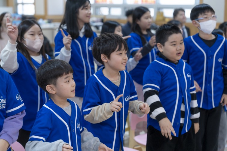 YTo1ODp7czo4OiJGaWxlTmFtZSI7czo0MDoiZjNiMmFiMmQtZWI1ZC00ZDYxLWE5MGUtMDFlZTgwOWY4Y2ViLmpwZyI7czoxMjoiRmlsZURhdGVUaW1lIjtpOjE3NjUxNjY3ODY7czo4OiJGaWxlU2l6ZSI7aToyNDUxMzYyO3M6ODoiRmlsZVR5cGUiO2k6MjtzOjg6Ik1pbWVUeXBlIjtzOjEwOiJpbWFnZS9qcGVnIjtzOjEzOiJTZWN0aW9uc0ZvdW5kIjtzOjMwOiJBTllfVEFHLCBJRkQwLCBUSFVNQk5BSUwsIEVYSUYiO3M6ODoiQ09NUFVURUQiO2E6OTp7czo0OiJodG1sIjtzOjI2OiJ3aWR0aD0iMjQxNyIgaGVpZ2h0PSIxNjExIiI7czo2OiJIZWlnaHQiO2k6MTYxMTtzOjU6IldpZHRoIjtpOjI0MTc7czo3OiJJc0NvbG9yIjtpOjE7czoxNzoiQnl0ZU9yZGVyTW90b3JvbGEiO2k6MDtzOjE1OiJBcGVydHVyZUZOdW1iZXIiO3M6NToiZi8yLjgiO3M6OToiQ29weXJpZ2h0IjtzOjQ6IllBQkMiO3M6MTg6IlRodW1ibmFpbC5GaWxlVHlwZSI7aToyO3M6MTg6IlRodW1ibmFpbC5NaW1lVHlwZSI7czoxMDoiaW1hZ2UvanBlZyI7fXM6NDoiTWFrZSI7czo0OiJTT05ZIjtzOjU6Ik1vZGVsIjtzOjg6IklMQ0UtN000IjtzOjExOiJYUmVzb2x1dGlvbiI7czo1OiIyNDAvMSI7czoxMToiWVJlc29sdXRpb24iO3M6NToiMjQwLzEiO3M6MTQ6IlJlc29sdXRpb25Vbml0IjtpOjI7czo4OiJTb2Z0d2FyZSI7czo1MjoiQWRvYmUgUGhvdG9zaG9wIExpZ2h0cm9vbSBDbGFzc2ljIDE0LjEuMSAoTWFjaW50b3NoKSI7czo4OiJEYXRlVGltZSI7czoxOToiMjAyNToxMjowOCAxMzowNDoyOCI7czo2OiJBcnRpc3QiO3M6NzoiWUFCQ19TRyI7czo5OiJDb3B5cmlnaHQiO3M6NDoiWUFCQyI7czoxNjoiRXhpZl9JRkRfUG9pbnRlciI7aToyNTQ7czo5OiJUSFVNQk5BSUwiO2E6Njp7czoxMToiQ29tcHJlc3Npb24iO2k6NjtzOjExOiJYUmVzb2x1dGlvbiI7czo0OiI3Mi8xIjtzOjExOiJZUmVzb2x1dGlvbiI7czo0OiI3Mi8xIjtzOjE0OiJSZXNvbHV0aW9uVW5pdCI7aToyO3M6MjE6IkpQRUdJbnRlcmNoYW5nZUZvcm1hdCI7aToxMDQwO3M6Mjc6IkpQRUdJbnRlcmNoYW5nZUZvcm1hdExlbmd0aCI7aToyMDY3ODt9czoxMjoiRXhwb3N1cmVUaW1lIjtzOjU6IjEvMjUwIjtzOjc6IkZOdW1iZXIiO3M6NToiMjgvMTAiO3M6MTU6IkV4cG9zdXJlUHJvZ3JhbSI7aToxO3M6MTU6IklTT1NwZWVkUmF0aW5ncyI7aTozMjA7czoxOToiVW5kZWZpbmVkVGFnOjB4ODgzMCI7aToyO3M6MTk6IlVuZGVmaW5lZFRhZzoweDg4MzIiO2k6MzIwO3M6MTE6IkV4aWZWZXJzaW9uIjtzOjQ6IjAyMzIiO3M6MTY6IkRhdGVUaW1lT3JpZ2luYWwiO3M6MTk6IjIwMjU6MTI6MDcgMTU6MDE6NDgiO3M6MTc6IkRhdGVUaW1lRGlnaXRpemVkIjtzOjE5OiIyMDI1OjEyOjA3IDE1OjAxOjQ4IjtzOjE5OiJVbmRlZmluZWRUYWc6MHg5MDEwIjtzOjY6IiswOTowMCI7czoxOToiVW5kZWZpbmVkVGFnOjB4OTAxMSI7czo2OiIrMDk6MDAiO3M6MTk6IlVuZGVmaW5lZFRhZzoweDkwMTIiO3M6NjoiKzA5OjAwIjtzOjE3OiJTaHV0dGVyU3BlZWRWYWx1ZSI7czoxNToiNzk2NTc4NC8xMDAwMDAwIjtzOjEzOiJBcGVydHVyZVZhbHVlIjtzOjE1OiIyOTcwODU0LzEwMDAwMDAiO3M6MTU6IkJyaWdodG5lc3NWYWx1ZSI7czo5OiI1MTY0LzI1NjAiO3M6MTc6IkV4cG9zdXJlQmlhc1ZhbHVlIjtzOjQ6IjAvMTAiO3M6MTY6Ik1heEFwZXJ0dXJlVmFsdWUiO3M6NzoiNzYwLzI1NiI7czoxMjoiTWV0ZXJpbmdNb2RlIjtpOjU7czoxMToiTGlnaHRTb3VyY2UiO2k6MDtzOjU6IkZsYXNoIjtpOjEzO3M6MTE6IkZvY2FsTGVuZ3RoIjtzOjY6IjYxMC8xMCI7czoxODoiU3ViU2VjVGltZU9yaWdpbmFsIjtzOjM6IjY1MiI7czoxOToiU3ViU2VjVGltZURpZ2l0aXplZCI7czozOiI2NTIiO3M6MTA6IkNvbG9yU3BhY2UiO2k6NjU1MzU7czoyMToiRm9jYWxQbGFuZVhSZXNvbHV0aW9uIjtzOjE0OiI2NDQ0OTMzOS8zMjc2OCI7czoyMToiRm9jYWxQbGFuZVlSZXNvbHV0aW9uIjtzOjE0OiI2NDQ0OTMzOS8zMjc2OCI7czoyNDoiRm9jYWxQbGFuZVJlc29sdXRpb25Vbml0IjtpOjM7czoxMDoiRmlsZVNvdXJjZSI7czoxOiIDIjtzOjk6IlNjZW5lVHlwZSI7czoxOiIBIjtzOjE0OiJDdXN0b21SZW5kZXJlZCI7aTowO3M6MTI6IkV4cG9zdXJlTW9kZSI7aToxO3M6MTI6IldoaXRlQmFsYW5jZSI7aToxO3M6MTY6IkRpZ2l0YWxab29tUmF0aW8iO3M6NToiMTYvMTYiO3M6MjE6IkZvY2FsTGVuZ3RoSW4zNW1tRmlsbSI7aTo2MTtzOjE2OiJTY2VuZUNhcHR1cmVUeXBlIjtpOjA7czo4OiJDb250cmFzdCI7aTowO3M6MTA6IlNhdHVyYXRpb24iO2k6MDtzOjk6IlNoYXJwbmVzcyI7aTowO3M6MTk6IlVuZGVmaW5lZFRhZzoweEE0MzIiO2E6NDp7aTowO3M6NjoiMjQwLzEwIjtpOjE7czo2OiI3MDAvMTAiO2k6MjtzOjU6IjI4LzEwIjtpOjM7czo1OiIyOC8xMCI7fXM6MTk6IlVuZGVmaW5lZFRhZzoweEE0MzQiO3M6MjE6IkZFIDI0LTcwbW0gRjIuOCBHTSBJSSI7fQ==