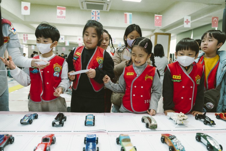 YTo1ODp7czo4OiJGaWxlTmFtZSI7czo0MDoiZmM0Y2E3YjItMDMxNS00Mzk1LTg1NGMtMGMyNTNhZmVhNDM3LmpwZyI7czoxMjoiRmlsZURhdGVUaW1lIjtpOjE3NjUwNzg4MDI7czo4OiJGaWxlU2l6ZSI7aToxNDc0OTAwO3M6ODoiRmlsZVR5cGUiO2k6MjtzOjg6Ik1pbWVUeXBlIjtzOjEwOiJpbWFnZS9qcGVnIjtzOjEzOiJTZWN0aW9uc0ZvdW5kIjtzOjMwOiJBTllfVEFHLCBJRkQwLCBUSFVNQk5BSUwsIEVYSUYiO3M6ODoiQ09NUFVURUQiO2E6OTp7czo0OiJodG1sIjtzOjI2OiJ3aWR0aD0iMTY4OSIgaGVpZ2h0PSIxMTI2IiI7czo2OiJIZWlnaHQiO2k6MTEyNjtzOjU6IldpZHRoIjtpOjE2ODk7czo3OiJJc0NvbG9yIjtpOjE7czoxNzoiQnl0ZU9yZGVyTW90b3JvbGEiO2k6MDtzOjE1OiJBcGVydHVyZUZOdW1iZXIiO3M6NToiZi8yLjgiO3M6OToiQ29weXJpZ2h0IjtzOjQ6IllBQkMiO3M6MTg6IlRodW1ibmFpbC5GaWxlVHlwZSI7aToyO3M6MTg6IlRodW1ibmFpbC5NaW1lVHlwZSI7czoxMDoiaW1hZ2UvanBlZyI7fXM6NDoiTWFrZSI7czo0OiJTT05ZIjtzOjU6Ik1vZGVsIjtzOjg6IklMQ0UtN000IjtzOjExOiJYUmVzb2x1dGlvbiI7czo1OiIyNDAvMSI7czoxMToiWVJlc29sdXRpb24iO3M6NToiMjQwLzEiO3M6MTQ6IlJlc29sdXRpb25Vbml0IjtpOjI7czo4OiJTb2Z0d2FyZSI7czo1MjoiQWRvYmUgUGhvdG9zaG9wIExpZ2h0cm9vbSBDbGFzc2ljIDE1LjAuMSAoTWFjaW50b3NoKSI7czo4OiJEYXRlVGltZSI7czoxOToiMjAyNToxMjowNyAxMjozNTo1OCI7czo2OiJBcnRpc3QiO3M6NzoiWUFCQ19TRyI7czo5OiJDb3B5cmlnaHQiO3M6NDoiWUFCQyI7czoxNjoiRXhpZl9JRkRfUG9pbnRlciI7aToyNTQ7czo5OiJUSFVNQk5BSUwiO2E6Njp7czoxMToiQ29tcHJlc3Npb24iO2k6NjtzOjExOiJYUmVzb2x1dGlvbiI7czo0OiI3Mi8xIjtzOjExOiJZUmVzb2x1dGlvbiI7czo0OiI3Mi8xIjtzOjE0OiJSZXNvbHV0aW9uVW5pdCI7aToyO3M6MjE6IkpQRUdJbnRlcmNoYW5nZUZvcm1hdCI7aToxMDQwO3M6Mjc6IkpQRUdJbnRlcmNoYW5nZUZvcm1hdExlbmd0aCI7aToyMDQ1MTt9czoxMjoiRXhwb3N1cmVUaW1lIjtzOjU6IjEvMjUwIjtzOjc6IkZOdW1iZXIiO3M6NToiMjgvMTAiO3M6MTU6IkV4cG9zdXJlUHJvZ3JhbSI7aToxO3M6MTU6IklTT1NwZWVkUmF0aW5ncyI7aTo1MDA7czoxOToiVW5kZWZpbmVkVGFnOjB4ODgzMCI7aToyO3M6MTk6IlVuZGVmaW5lZFRhZzoweDg4MzIiO2k6NTAwO3M6MTE6IkV4aWZWZXJzaW9uIjtzOjQ6IjAyMzIiO3M6MTY6IkRhdGVUaW1lT3JpZ2luYWwiO3M6MTk6IjIwMjU6MTI6MDYgMTA6MDE6MDAiO3M6MTc6IkRhdGVUaW1lRGlnaXRpemVkIjtzOjE5OiIyMDI1OjEyOjA2IDEwOjAxOjAwIjtzOjE5OiJVbmRlZmluZWRUYWc6MHg5MDEwIjtzOjY6IiswOTowMCI7czoxOToiVW5kZWZpbmVkVGFnOjB4OTAxMSI7czo2OiIrMDk6MDAiO3M6MTk6IlVuZGVmaW5lZFRhZzoweDkwMTIiO3M6NjoiKzA5OjAwIjtzOjE3OiJTaHV0dGVyU3BlZWRWYWx1ZSI7czoxNToiNzk2NTc4NC8xMDAwMDAwIjtzOjEzOiJBcGVydHVyZVZhbHVlIjtzOjE1OiIyOTcwODU0LzEwMDAwMDAiO3M6MTU6IkJyaWdodG5lc3NWYWx1ZSI7czo5OiI3Mjc0LzI1NjAiO3M6MTc6IkV4cG9zdXJlQmlhc1ZhbHVlIjtzOjQ6IjAvMTAiO3M6MTY6Ik1heEFwZXJ0dXJlVmFsdWUiO3M6NzoiNzYwLzI1NiI7czoxMjoiTWV0ZXJpbmdNb2RlIjtpOjU7czoxMToiTGlnaHRTb3VyY2UiO2k6MDtzOjU6IkZsYXNoIjtpOjEzO3M6MTE6IkZvY2FsTGVuZ3RoIjtzOjY6IjI0MC8xMCI7czoxODoiU3ViU2VjVGltZU9yaWdpbmFsIjtzOjM6IjIyOSI7czoxOToiU3ViU2VjVGltZURpZ2l0aXplZCI7czozOiIyMjkiO3M6MTA6IkNvbG9yU3BhY2UiO2k6NjU1MzU7czoyMToiRm9jYWxQbGFuZVhSZXNvbHV0aW9uIjtzOjE0OiI2NDQ0OTMzOS8zMjc2OCI7czoyMToiRm9jYWxQbGFuZVlSZXNvbHV0aW9uIjtzOjE0OiI2NDQ0OTMzOS8zMjc2OCI7czoyNDoiRm9jYWxQbGFuZVJlc29sdXRpb25Vbml0IjtpOjM7czoxMDoiRmlsZVNvdXJjZSI7czoxOiIDIjtzOjk6IlNjZW5lVHlwZSI7czoxOiIBIjtzOjE0OiJDdXN0b21SZW5kZXJlZCI7aTowO3M6MTI6IkV4cG9zdXJlTW9kZSI7aToxO3M6MTI6IldoaXRlQmFsYW5jZSI7aToxO3M6MTY6IkRpZ2l0YWxab29tUmF0aW8iO3M6NToiMTYvMTYiO3M6MjE6IkZvY2FsTGVuZ3RoSW4zNW1tRmlsbSI7aToyNDtzOjE2OiJTY2VuZUNhcHR1cmVUeXBlIjtpOjA7czo4OiJDb250cmFzdCI7aTowO3M6MTA6IlNhdHVyYXRpb24iO2k6MDtzOjk6IlNoYXJwbmVzcyI7aTowO3M6MTk6IlVuZGVmaW5lZFRhZzoweEE0MzIiO2E6NDp7aTowO3M6NjoiMjQwLzEwIjtpOjE7czo2OiI3MDAvMTAiO2k6MjtzOjU6IjI4LzEwIjtpOjM7czo1OiIyOC8xMCI7fXM6MTk6IlVuZGVmaW5lZFRhZzoweEE0MzQiO3M6MjE6IkZFIDI0LTcwbW0gRjIuOCBHTSBJSSI7fQ==