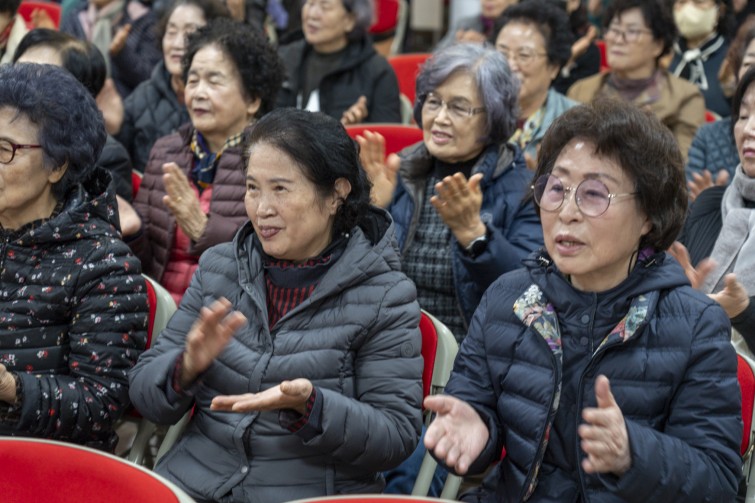 YTo1ODp7czo4OiJGaWxlTmFtZSI7czo0MDoiMTZlMWIwYzgtYmEwNy00YzNkLTkzNjYtNWU0Nzg4NjljNWU5LmpwZyI7czoxMjoiRmlsZURhdGVUaW1lIjtpOjE3NjQzMTg1NTk7czo4OiJGaWxlU2l6ZSI7aToxNDY4NTAzO3M6ODoiRmlsZVR5cGUiO2k6MjtzOjg6Ik1pbWVUeXBlIjtzOjEwOiJpbWFnZS9qcGVnIjtzOjEzOiJTZWN0aW9uc0ZvdW5kIjtzOjMwOiJBTllfVEFHLCBJRkQwLCBUSFVNQk5BSUwsIEVYSUYiO3M6ODoiQ09NUFVURUQiO2E6OTp7czo0OiJodG1sIjtzOjI2OiJ3aWR0aD0iMTc0NCIgaGVpZ2h0PSIxMTYzIiI7czo2OiJIZWlnaHQiO2k6MTE2MztzOjU6IldpZHRoIjtpOjE3NDQ7czo3OiJJc0NvbG9yIjtpOjE7czoxNzoiQnl0ZU9yZGVyTW90b3JvbGEiO2k6MDtzOjE1OiJBcGVydHVyZUZOdW1iZXIiO3M6NToiZi80LjAiO3M6OToiQ29weXJpZ2h0IjtzOjQ6IllBQkMiO3M6MTg6IlRodW1ibmFpbC5GaWxlVHlwZSI7aToyO3M6MTg6IlRodW1ibmFpbC5NaW1lVHlwZSI7czoxMDoiaW1hZ2UvanBlZyI7fXM6NDoiTWFrZSI7czo0OiJTT05ZIjtzOjU6Ik1vZGVsIjtzOjg6IklMQ0UtN000IjtzOjExOiJYUmVzb2x1dGlvbiI7czo1OiIyNDAvMSI7czoxMToiWVJlc29sdXRpb24iO3M6NToiMjQwLzEiO3M6MTQ6IlJlc29sdXRpb25Vbml0IjtpOjI7czo4OiJTb2Z0d2FyZSI7czo1MjoiQWRvYmUgUGhvdG9zaG9wIExpZ2h0cm9vbSBDbGFzc2ljIDE1LjAuMSAoTWFjaW50b3NoKSI7czo4OiJEYXRlVGltZSI7czoxOToiMjAyNToxMToyOCAxNzowMjowMyI7czo2OiJBcnRpc3QiO3M6NzoiWUFCQ19TRyI7czo5OiJDb3B5cmlnaHQiO3M6NDoiWUFCQyI7czoxNjoiRXhpZl9JRkRfUG9pbnRlciI7aToyNTQ7czo5OiJUSFVNQk5BSUwiO2E6Njp7czoxMToiQ29tcHJlc3Npb24iO2k6NjtzOjExOiJYUmVzb2x1dGlvbiI7czo0OiI3Mi8xIjtzOjExOiJZUmVzb2x1dGlvbiI7czo0OiI3Mi8xIjtzOjE0OiJSZXNvbHV0aW9uVW5pdCI7aToyO3M6MjE6IkpQRUdJbnRlcmNoYW5nZUZvcm1hdCI7aToxMDQwO3M6Mjc6IkpQRUdJbnRlcmNoYW5nZUZvcm1hdExlbmd0aCI7aToyMDIwNjt9czoxMjoiRXhwb3N1cmVUaW1lIjtzOjQ6IjEvODAiO3M6NzoiRk51bWJlciI7czozOiI0LzEiO3M6MTU6IkV4cG9zdXJlUHJvZ3JhbSI7aToxO3M6MTU6IklTT1NwZWVkUmF0aW5ncyI7aToyNTA7czoxOToiVW5kZWZpbmVkVGFnOjB4ODgzMCI7aToyO3M6MTk6IlVuZGVmaW5lZFRhZzoweDg4MzIiO2k6MjUwO3M6MTE6IkV4aWZWZXJzaW9uIjtzOjQ6IjAyMzIiO3M6MTY6IkRhdGVUaW1lT3JpZ2luYWwiO3M6MTk6IjIwMjU6MTE6MjggMTA6NDI6MzUiO3M6MTc6IkRhdGVUaW1lRGlnaXRpemVkIjtzOjE5OiIyMDI1OjExOjI4IDEwOjQyOjM1IjtzOjE5OiJVbmRlZmluZWRUYWc6MHg5MDEwIjtzOjY6IiswOTowMCI7czoxOToiVW5kZWZpbmVkVGFnOjB4OTAxMSI7czo2OiIrMDk6MDAiO3M6MTk6IlVuZGVmaW5lZFRhZzoweDkwMTIiO3M6NjoiKzA5OjAwIjtzOjE3OiJTaHV0dGVyU3BlZWRWYWx1ZSI7czoxNToiNjMyMTkyOC8xMDAwMDAwIjtzOjEzOiJBcGVydHVyZVZhbHVlIjtzOjM6IjQvMSI7czoxNToiQnJpZ2h0bmVzc1ZhbHVlIjtzOjk6IjE4OTQvMjU2MCI7czoxNzoiRXhwb3N1cmVCaWFzVmFsdWUiO3M6NDoiMC8xMCI7czoxNjoiTWF4QXBlcnR1cmVWYWx1ZSI7czo4OiIxMDI0LzI1NiI7czoxMjoiTWV0ZXJpbmdNb2RlIjtpOjU7czoxMToiTGlnaHRTb3VyY2UiO2k6MDtzOjU6IkZsYXNoIjtpOjE2O3M6MTE6IkZvY2FsTGVuZ3RoIjtzOjY6Ijc3MC8xMCI7czoxODoiU3ViU2VjVGltZU9yaWdpbmFsIjtzOjM6Ijg4NiI7czoxOToiU3ViU2VjVGltZURpZ2l0aXplZCI7czozOiI4ODYiO3M6MTA6IkNvbG9yU3BhY2UiO2k6NjU1MzU7czoyMToiRm9jYWxQbGFuZVhSZXNvbHV0aW9uIjtzOjE0OiI2NDQ0OTMzOS8zMjc2OCI7czoyMToiRm9jYWxQbGFuZVlSZXNvbHV0aW9uIjtzOjE0OiI2NDQ0OTMzOS8zMjc2OCI7czoyNDoiRm9jYWxQbGFuZVJlc29sdXRpb25Vbml0IjtpOjM7czoxMDoiRmlsZVNvdXJjZSI7czoxOiIDIjtzOjk6IlNjZW5lVHlwZSI7czoxOiIBIjtzOjE0OiJDdXN0b21SZW5kZXJlZCI7aTowO3M6MTI6IkV4cG9zdXJlTW9kZSI7aToxO3M6MTI6IldoaXRlQmFsYW5jZSI7aToxO3M6MTY6IkRpZ2l0YWxab29tUmF0aW8iO3M6NToiMTYvMTYiO3M6MjE6IkZvY2FsTGVuZ3RoSW4zNW1tRmlsbSI7aTo3NztzOjE2OiJTY2VuZUNhcHR1cmVUeXBlIjtpOjA7czo4OiJDb250cmFzdCI7aTowO3M6MTA6IlNhdHVyYXRpb24iO2k6MDtzOjk6IlNoYXJwbmVzcyI7aTowO3M6MTk6IlVuZGVmaW5lZFRhZzoweEE0MzIiO2E6NDp7aTowO3M6NjoiMjQwLzEwIjtpOjE7czo3OiIxMDUwLzEwIjtpOjI7czo1OiI0MC8xMCI7aTozO3M6NToiNDAvMTAiO31zOjE5OiJVbmRlZmluZWRUYWc6MHhBNDM0IjtzOjIwOiJGRSAyNC0xMDVtbSBGNCBHIE9TUyI7fQ==