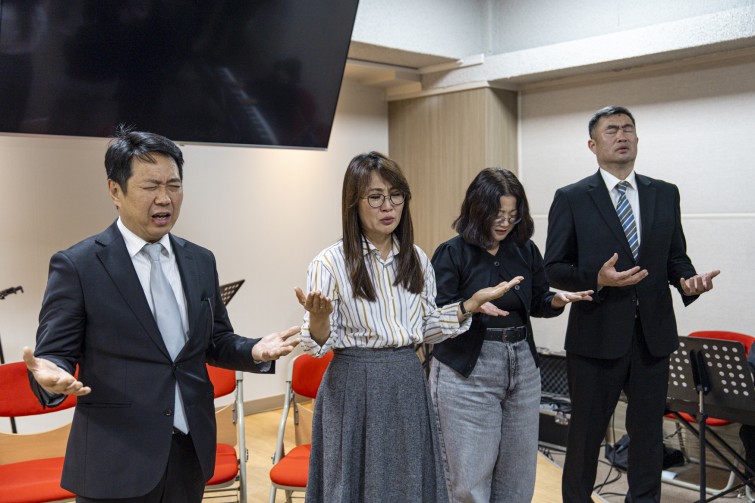 YTo1ODp7czo4OiJGaWxlTmFtZSI7czo0MDoiMjFjMGZiYTQtMzdhZS00Yzk3LTllMzQtYmI4NWRlNTk4ZWNmLmpwZyI7czoxMjoiRmlsZURhdGVUaW1lIjtpOjE3NjM0NTE2OTg7czo4OiJGaWxlU2l6ZSI7aToxNTEzNzU0O3M6ODoiRmlsZVR5cGUiO2k6MjtzOjg6Ik1pbWVUeXBlIjtzOjEwOiJpbWFnZS9qcGVnIjtzOjEzOiJTZWN0aW9uc0ZvdW5kIjtzOjMwOiJBTllfVEFHLCBJRkQwLCBUSFVNQk5BSUwsIEVYSUYiO3M6ODoiQ09NUFVURUQiO2E6OTp7czo0OiJodG1sIjtzOjI2OiJ3aWR0aD0iMTc1MCIgaGVpZ2h0PSIxMTY3IiI7czo2OiJIZWlnaHQiO2k6MTE2NztzOjU6IldpZHRoIjtpOjE3NTA7czo3OiJJc0NvbG9yIjtpOjE7czoxNzoiQnl0ZU9yZGVyTW90b3JvbGEiO2k6MDtzOjE1OiJBcGVydHVyZUZOdW1iZXIiO3M6NToiZi8zLjIiO3M6OToiQ29weXJpZ2h0IjtzOjQ6IllBQkMiO3M6MTg6IlRodW1ibmFpbC5GaWxlVHlwZSI7aToyO3M6MTg6IlRodW1ibmFpbC5NaW1lVHlwZSI7czoxMDoiaW1hZ2UvanBlZyI7fXM6NDoiTWFrZSI7czo0OiJTT05ZIjtzOjU6Ik1vZGVsIjtzOjg6IklMQ0UtN000IjtzOjExOiJYUmVzb2x1dGlvbiI7czo1OiIyNDAvMSI7czoxMToiWVJlc29sdXRpb24iO3M6NToiMjQwLzEiO3M6MTQ6IlJlc29sdXRpb25Vbml0IjtpOjI7czo4OiJTb2Z0d2FyZSI7czo1MjoiQWRvYmUgUGhvdG9zaG9wIExpZ2h0cm9vbSBDbGFzc2ljIDE1LjAuMSAoTWFjaW50b3NoKSI7czo4OiJEYXRlVGltZSI7czoxOToiMjAyNToxMToxNyAxMzoxNzoyNCI7czo2OiJBcnRpc3QiO3M6NzoiWUFCQ19TRyI7czo5OiJDb3B5cmlnaHQiO3M6NDoiWUFCQyI7czoxNjoiRXhpZl9JRkRfUG9pbnRlciI7aToyNTQ7czo5OiJUSFVNQk5BSUwiO2E6Njp7czoxMToiQ29tcHJlc3Npb24iO2k6NjtzOjExOiJYUmVzb2x1dGlvbiI7czo0OiI3Mi8xIjtzOjExOiJZUmVzb2x1dGlvbiI7czo0OiI3Mi8xIjtzOjE0OiJSZXNvbHV0aW9uVW5pdCI7aToyO3M6MjE6IkpQRUdJbnRlcmNoYW5nZUZvcm1hdCI7aToxMDQwO3M6Mjc6IkpQRUdJbnRlcmNoYW5nZUZvcm1hdExlbmd0aCI7aToxNTQyMTt9czoxMjoiRXhwb3N1cmVUaW1lIjtzOjU6IjEvMTI1IjtzOjc6IkZOdW1iZXIiO3M6NToiMzIvMTAiO3M6MTU6IkV4cG9zdXJlUHJvZ3JhbSI7aToxO3M6MTU6IklTT1NwZWVkUmF0aW5ncyI7aToyMDA7czoxOToiVW5kZWZpbmVkVGFnOjB4ODgzMCI7aToyO3M6MTk6IlVuZGVmaW5lZFRhZzoweDg4MzIiO2k6MjAwO3M6MTE6IkV4aWZWZXJzaW9uIjtzOjQ6IjAyMzIiO3M6MTY6IkRhdGVUaW1lT3JpZ2luYWwiO3M6MTk6IjIwMjU6MTE6MTYgMTc6MDQ6MDMiO3M6MTc6IkRhdGVUaW1lRGlnaXRpemVkIjtzOjE5OiIyMDI1OjExOjE2IDE3OjA0OjAzIjtzOjE5OiJVbmRlZmluZWRUYWc6MHg5MDEwIjtzOjY6IiswOTowMCI7czoxOToiVW5kZWZpbmVkVGFnOjB4OTAxMSI7czo2OiIrMDk6MDAiO3M6MTk6IlVuZGVmaW5lZFRhZzoweDkwMTIiO3M6NjoiKzA5OjAwIjtzOjE3OiJTaHV0dGVyU3BlZWRWYWx1ZSI7czoxNToiNjk2NTc4NC8xMDAwMDAwIjtzOjEzOiJBcGVydHVyZVZhbHVlIjtzOjE1OiIzMzU2MTQ0LzEwMDAwMDAiO3M6MTU6IkJyaWdodG5lc3NWYWx1ZSI7czo5OiIyNjg0LzI1NjAiO3M6MTc6IkV4cG9zdXJlQmlhc1ZhbHVlIjtzOjQ6IjAvMTAiO3M6MTY6Ik1heEFwZXJ0dXJlVmFsdWUiO3M6NzoiNzYwLzI1NiI7czoxMjoiTWV0ZXJpbmdNb2RlIjtpOjU7czoxMToiTGlnaHRTb3VyY2UiO2k6MDtzOjU6IkZsYXNoIjtpOjEzO3M6MTE6IkZvY2FsTGVuZ3RoIjtzOjY6IjM3MC8xMCI7czoxODoiU3ViU2VjVGltZU9yaWdpbmFsIjtzOjM6IjMyMSI7czoxOToiU3ViU2VjVGltZURpZ2l0aXplZCI7czozOiIzMjEiO3M6MTA6IkNvbG9yU3BhY2UiO2k6NjU1MzU7czoyMToiRm9jYWxQbGFuZVhSZXNvbHV0aW9uIjtzOjE0OiI2NDQ0OTMzOS8zMjc2OCI7czoyMToiRm9jYWxQbGFuZVlSZXNvbHV0aW9uIjtzOjE0OiI2NDQ0OTMzOS8zMjc2OCI7czoyNDoiRm9jYWxQbGFuZVJlc29sdXRpb25Vbml0IjtpOjM7czoxMDoiRmlsZVNvdXJjZSI7czoxOiIDIjtzOjk6IlNjZW5lVHlwZSI7czoxOiIBIjtzOjE0OiJDdXN0b21SZW5kZXJlZCI7aTowO3M6MTI6IkV4cG9zdXJlTW9kZSI7aToxO3M6MTI6IldoaXRlQmFsYW5jZSI7aToxO3M6MTY6IkRpZ2l0YWxab29tUmF0aW8iO3M6NToiMTYvMTYiO3M6MjE6IkZvY2FsTGVuZ3RoSW4zNW1tRmlsbSI7aTozNztzOjE2OiJTY2VuZUNhcHR1cmVUeXBlIjtpOjA7czo4OiJDb250cmFzdCI7aTowO3M6MTA6IlNhdHVyYXRpb24iO2k6MDtzOjk6IlNoYXJwbmVzcyI7aTowO3M6MTk6IlVuZGVmaW5lZFRhZzoweEE0MzIiO2E6NDp7aTowO3M6NjoiMjQwLzEwIjtpOjE7czo2OiI3MDAvMTAiO2k6MjtzOjU6IjI4LzEwIjtpOjM7czo1OiIyOC8xMCI7fXM6MTk6IlVuZGVmaW5lZFRhZzoweEE0MzQiO3M6MjE6IkZFIDI0LTcwbW0gRjIuOCBHTSBJSSI7fQ==