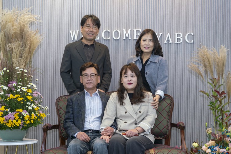 YTo1NDp7czo4OiJGaWxlTmFtZSI7czo0MDoiMmJmZDE4ZWUtNjZmMS00ZmM5LTliMzMtMDZkZjUyZTJmMTE1LmpwZyI7czoxMjoiRmlsZURhdGVUaW1lIjtpOjE3NjIyNDU1NjQ7czo4OiJGaWxlU2l6ZSI7aToxNDE5NDExO3M6ODoiRmlsZVR5cGUiO2k6MjtzOjg6Ik1pbWVUeXBlIjtzOjEwOiJpbWFnZS9qcGVnIjtzOjEzOiJTZWN0aW9uc0ZvdW5kIjtzOjMwOiJBTllfVEFHLCBJRkQwLCBUSFVNQk5BSUwsIEVYSUYiO3M6ODoiQ09NUFVURUQiO2E6ODp7czo0OiJodG1sIjtzOjI2OiJ3aWR0aD0iMTUyNyIgaGVpZ2h0PSIxMDE5IiI7czo2OiJIZWlnaHQiO2k6MTAxOTtzOjU6IldpZHRoIjtpOjE1Mjc7czo3OiJJc0NvbG9yIjtpOjE7czoxNzoiQnl0ZU9yZGVyTW90b3JvbGEiO2k6MDtzOjE1OiJBcGVydHVyZUZOdW1iZXIiO3M6NToiZi8yLjgiO3M6MTg6IlRodW1ibmFpbC5GaWxlVHlwZSI7aToyO3M6MTg6IlRodW1ibmFpbC5NaW1lVHlwZSI7czoxMDoiaW1hZ2UvanBlZyI7fXM6NDoiTWFrZSI7czo0OiJTT05ZIjtzOjU6Ik1vZGVsIjtzOjk6IklMQ0UtN1JNMyI7czoxMToiWFJlc29sdXRpb24iO3M6NToiMjQwLzEiO3M6MTE6IllSZXNvbHV0aW9uIjtzOjU6IjI0MC8xIjtzOjE0OiJSZXNvbHV0aW9uVW5pdCI7aToyO3M6ODoiU29mdHdhcmUiO3M6NTA6IkFkb2JlIFBob3Rvc2hvcCBMaWdodHJvb20gQ2xhc3NpYyAxNS4wIChNYWNpbnRvc2gpIjtzOjg6IkRhdGVUaW1lIjtzOjE5OiIyMDI1OjExOjA0IDE0OjA2OjAzIjtzOjE2OiJFeGlmX0lGRF9Qb2ludGVyIjtpOjIxNDtzOjk6IlRIVU1CTkFJTCI7YTo2OntzOjExOiJDb21wcmVzc2lvbiI7aTo2O3M6MTE6IlhSZXNvbHV0aW9uIjtzOjQ6IjcyLzEiO3M6MTE6IllSZXNvbHV0aW9uIjtzOjQ6IjcyLzEiO3M6MTQ6IlJlc29sdXRpb25Vbml0IjtpOjI7czoyMToiSlBFR0ludGVyY2hhbmdlRm9ybWF0IjtpOjk3NjtzOjI3OiJKUEVHSW50ZXJjaGFuZ2VGb3JtYXRMZW5ndGgiO2k6MTc1MTI7fXM6MTI6IkV4cG9zdXJlVGltZSI7czo1OiIxLzIwMCI7czo3OiJGTnVtYmVyIjtzOjU6IjI4LzEwIjtzOjE1OiJFeHBvc3VyZVByb2dyYW0iO2k6MTtzOjE1OiJJU09TcGVlZFJhdGluZ3MiO2k6NjQwO3M6MTk6IlVuZGVmaW5lZFRhZzoweDg4MzAiO2k6MjtzOjE5OiJVbmRlZmluZWRUYWc6MHg4ODMyIjtpOjY0MDtzOjExOiJFeGlmVmVyc2lvbiI7czo0OiIwMjMxIjtzOjE2OiJEYXRlVGltZU9yaWdpbmFsIjtzOjE5OiIyMDI1OjEwOjI2IDEwOjUyOjMzIjtzOjE3OiJEYXRlVGltZURpZ2l0aXplZCI7czoxOToiMjAyNToxMDoyNiAxMDo1MjozMyI7czoxOToiVW5kZWZpbmVkVGFnOjB4OTAxMCI7czo2OiIrMDk6MDAiO3M6MTk6IlVuZGVmaW5lZFRhZzoweDkwMTEiO3M6NjoiKzA5OjAwIjtzOjE5OiJVbmRlZmluZWRUYWc6MHg5MDEyIjtzOjY6IiswOTowMCI7czoxNzoiU2h1dHRlclNwZWVkVmFsdWUiO3M6MTU6Ijc2NDM4NTYvMTAwMDAwMCI7czoxMzoiQXBlcnR1cmVWYWx1ZSI7czoxNToiMjk3MDg1NC8xMDAwMDAwIjtzOjE1OiJCcmlnaHRuZXNzVmFsdWUiO3M6OToiNTUyNC8yNTYwIjtzOjE3OiJFeHBvc3VyZUJpYXNWYWx1ZSI7czo0OiIwLzEwIjtzOjE2OiJNYXhBcGVydHVyZVZhbHVlIjtzOjc6Ijc2MC8yNTYiO3M6MTI6Ik1ldGVyaW5nTW9kZSI7aTo1O3M6MTE6IkxpZ2h0U291cmNlIjtpOjA7czo1OiJGbGFzaCI7aToxMztzOjExOiJGb2NhbExlbmd0aCI7czo2OiI0NzAvMTAiO3M6MTA6IkNvbG9yU3BhY2UiO2k6NjU1MzU7czoyMToiRm9jYWxQbGFuZVhSZXNvbHV0aW9uIjtzOjE0OiI3MDkyNDEzNC8zMjc2OCI7czoyMToiRm9jYWxQbGFuZVlSZXNvbHV0aW9uIjtzOjE0OiI3MDkyNDEzNC8zMjc2OCI7czoyNDoiRm9jYWxQbGFuZVJlc29sdXRpb25Vbml0IjtpOjM7czoxMDoiRmlsZVNvdXJjZSI7czoxOiIDIjtzOjk6IlNjZW5lVHlwZSI7czoxOiIBIjtzOjE0OiJDdXN0b21SZW5kZXJlZCI7aTowO3M6MTI6IkV4cG9zdXJlTW9kZSI7aToxO3M6MTI6IldoaXRlQmFsYW5jZSI7aTowO3M6MTY6IkRpZ2l0YWxab29tUmF0aW8iO3M6NToiMTYvMTYiO3M6MjE6IkZvY2FsTGVuZ3RoSW4zNW1tRmlsbSI7aTo0NztzOjE2OiJTY2VuZUNhcHR1cmVUeXBlIjtpOjA7czo4OiJDb250cmFzdCI7aTowO3M6MTA6IlNhdHVyYXRpb24iO2k6MDtzOjk6IlNoYXJwbmVzcyI7aTowO3M6MTk6IlVuZGVmaW5lZFRhZzoweEE0MzIiO2E6NDp7aTowO3M6NjoiMjQwLzEwIjtpOjE7czo2OiI3MDAvMTAiO2k6MjtzOjU6IjI4LzEwIjtpOjM7czo1OiIyOC8xMCI7fXM6MTk6IlVuZGVmaW5lZFRhZzoweEE0MzQiO3M6MjE6IkZFIDI0LTcwbW0gRjIuOCBHTSBJSSI7fQ==