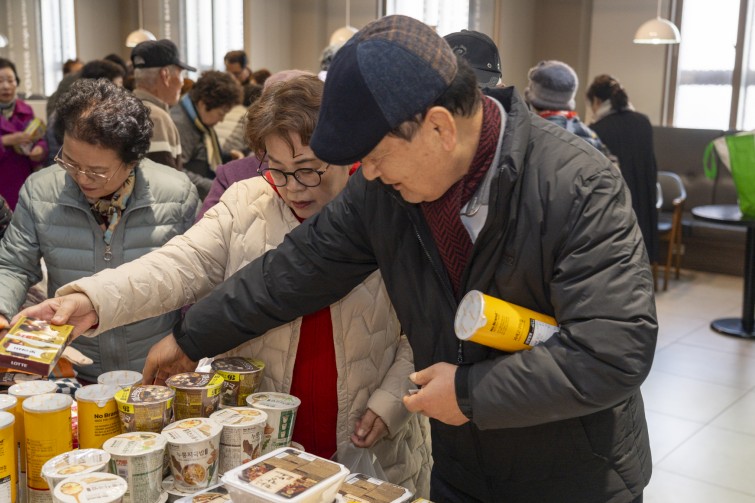 YTo1ODp7czo4OiJGaWxlTmFtZSI7czo0MDoiMzcyMWViNWQtZDA2MS00YWRkLWE4Y2QtYzgxZTgwOTBkNjIzLmpwZyI7czoxMjoiRmlsZURhdGVUaW1lIjtpOjE3NjQzMTg1ODE7czo4OiJGaWxlU2l6ZSI7aToxNDk3MDUxO3M6ODoiRmlsZVR5cGUiO2k6MjtzOjg6Ik1pbWVUeXBlIjtzOjEwOiJpbWFnZS9qcGVnIjtzOjEzOiJTZWN0aW9uc0ZvdW5kIjtzOjMwOiJBTllfVEFHLCBJRkQwLCBUSFVNQk5BSUwsIEVYSUYiO3M6ODoiQ09NUFVURUQiO2E6OTp7czo0OiJodG1sIjtzOjI2OiJ3aWR0aD0iMTc0MyIgaGVpZ2h0PSIxMTYyIiI7czo2OiJIZWlnaHQiO2k6MTE2MjtzOjU6IldpZHRoIjtpOjE3NDM7czo3OiJJc0NvbG9yIjtpOjE7czoxNzoiQnl0ZU9yZGVyTW90b3JvbGEiO2k6MDtzOjE1OiJBcGVydHVyZUZOdW1iZXIiO3M6NToiZi80LjAiO3M6OToiQ29weXJpZ2h0IjtzOjQ6IllBQkMiO3M6MTg6IlRodW1ibmFpbC5GaWxlVHlwZSI7aToyO3M6MTg6IlRodW1ibmFpbC5NaW1lVHlwZSI7czoxMDoiaW1hZ2UvanBlZyI7fXM6NDoiTWFrZSI7czo0OiJTT05ZIjtzOjU6Ik1vZGVsIjtzOjg6IklMQ0UtN000IjtzOjExOiJYUmVzb2x1dGlvbiI7czo1OiIyNDAvMSI7czoxMToiWVJlc29sdXRpb24iO3M6NToiMjQwLzEiO3M6MTQ6IlJlc29sdXRpb25Vbml0IjtpOjI7czo4OiJTb2Z0d2FyZSI7czo1MjoiQWRvYmUgUGhvdG9zaG9wIExpZ2h0cm9vbSBDbGFzc2ljIDE1LjAuMSAoTWFjaW50b3NoKSI7czo4OiJEYXRlVGltZSI7czoxOToiMjAyNToxMToyOCAxNzowMjoyNSI7czo2OiJBcnRpc3QiO3M6NzoiWUFCQ19TRyI7czo5OiJDb3B5cmlnaHQiO3M6NDoiWUFCQyI7czoxNjoiRXhpZl9JRkRfUG9pbnRlciI7aToyNTQ7czo5OiJUSFVNQk5BSUwiO2E6Njp7czoxMToiQ29tcHJlc3Npb24iO2k6NjtzOjExOiJYUmVzb2x1dGlvbiI7czo0OiI3Mi8xIjtzOjExOiJZUmVzb2x1dGlvbiI7czo0OiI3Mi8xIjtzOjE0OiJSZXNvbHV0aW9uVW5pdCI7aToyO3M6MjE6IkpQRUdJbnRlcmNoYW5nZUZvcm1hdCI7aToxMDQwO3M6Mjc6IkpQRUdJbnRlcmNoYW5nZUZvcm1hdExlbmd0aCI7aToxNzY0ODt9czoxMjoiRXhwb3N1cmVUaW1lIjtzOjU6IjEvMjAwIjtzOjc6IkZOdW1iZXIiO3M6MzoiNC8xIjtzOjE1OiJFeHBvc3VyZVByb2dyYW0iO2k6MTtzOjE1OiJJU09TcGVlZFJhdGluZ3MiO2k6MzIwO3M6MTk6IlVuZGVmaW5lZFRhZzoweDg4MzAiO2k6MjtzOjE5OiJVbmRlZmluZWRUYWc6MHg4ODMyIjtpOjMyMDtzOjExOiJFeGlmVmVyc2lvbiI7czo0OiIwMjMyIjtzOjE2OiJEYXRlVGltZU9yaWdpbmFsIjtzOjE5OiIyMDI1OjExOjI4IDEyOjAwOjE3IjtzOjE3OiJEYXRlVGltZURpZ2l0aXplZCI7czoxOToiMjAyNToxMToyOCAxMjowMDoxNyI7czoxOToiVW5kZWZpbmVkVGFnOjB4OTAxMCI7czo2OiIrMDk6MDAiO3M6MTk6IlVuZGVmaW5lZFRhZzoweDkwMTEiO3M6NjoiKzA5OjAwIjtzOjE5OiJVbmRlZmluZWRUYWc6MHg5MDEyIjtzOjY6IiswOTowMCI7czoxNzoiU2h1dHRlclNwZWVkVmFsdWUiO3M6MTU6Ijc2NDM4NTYvMTAwMDAwMCI7czoxMzoiQXBlcnR1cmVWYWx1ZSI7czozOiI0LzEiO3M6MTU6IkJyaWdodG5lc3NWYWx1ZSI7czo5OiI1MTc0LzI1NjAiO3M6MTc6IkV4cG9zdXJlQmlhc1ZhbHVlIjtzOjQ6IjAvMTAiO3M6MTY6Ik1heEFwZXJ0dXJlVmFsdWUiO3M6ODoiMTAyNC8yNTYiO3M6MTI6Ik1ldGVyaW5nTW9kZSI7aTo1O3M6MTE6IkxpZ2h0U291cmNlIjtpOjA7czo1OiJGbGFzaCI7aToxMztzOjExOiJGb2NhbExlbmd0aCI7czo2OiI0MTAvMTAiO3M6MTg6IlN1YlNlY1RpbWVPcmlnaW5hbCI7czozOiIzNjgiO3M6MTk6IlN1YlNlY1RpbWVEaWdpdGl6ZWQiO3M6MzoiMzY4IjtzOjEwOiJDb2xvclNwYWNlIjtpOjY1NTM1O3M6MjE6IkZvY2FsUGxhbmVYUmVzb2x1dGlvbiI7czoxNDoiNjQ0NDkzMzkvMzI3NjgiO3M6MjE6IkZvY2FsUGxhbmVZUmVzb2x1dGlvbiI7czoxNDoiNjQ0NDkzMzkvMzI3NjgiO3M6MjQ6IkZvY2FsUGxhbmVSZXNvbHV0aW9uVW5pdCI7aTozO3M6MTA6IkZpbGVTb3VyY2UiO3M6MToiAyI7czo5OiJTY2VuZVR5cGUiO3M6MToiASI7czoxNDoiQ3VzdG9tUmVuZGVyZWQiO2k6MDtzOjEyOiJFeHBvc3VyZU1vZGUiO2k6MTtzOjEyOiJXaGl0ZUJhbGFuY2UiO2k6MTtzOjE2OiJEaWdpdGFsWm9vbVJhdGlvIjtzOjU6IjE2LzE2IjtzOjIxOiJGb2NhbExlbmd0aEluMzVtbUZpbG0iO2k6NDE7czoxNjoiU2NlbmVDYXB0dXJlVHlwZSI7aTowO3M6ODoiQ29udHJhc3QiO2k6MDtzOjEwOiJTYXR1cmF0aW9uIjtpOjA7czo5OiJTaGFycG5lc3MiO2k6MDtzOjE5OiJVbmRlZmluZWRUYWc6MHhBNDMyIjthOjQ6e2k6MDtzOjY6IjI0MC8xMCI7aToxO3M6NzoiMTA1MC8xMCI7aToyO3M6NToiNDAvMTAiO2k6MztzOjU6IjQwLzEwIjt9czoxOToiVW5kZWZpbmVkVGFnOjB4QTQzNCI7czoyMDoiRkUgMjQtMTA1bW0gRjQgRyBPU1MiO30=