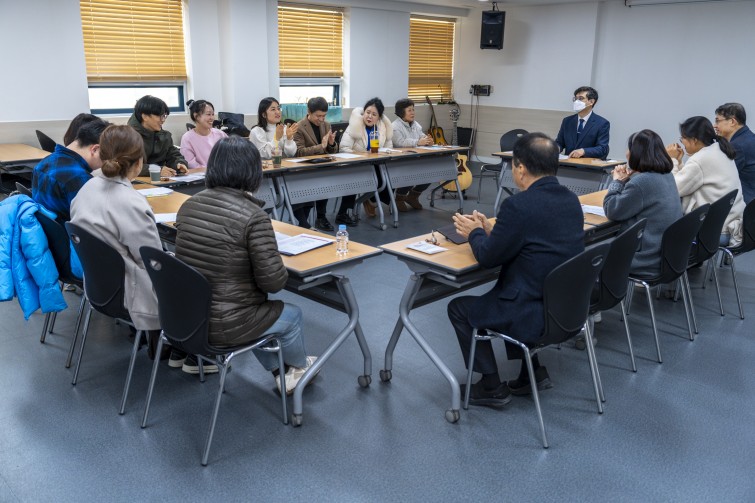 YTo1ODp7czo4OiJGaWxlTmFtZSI7czo0MDoiNDY5NDg2NjYtYmI1ZC00ZTI1LWJkMGItOTE4NGEyMTZiNzI2LmpwZyI7czoxMjoiRmlsZURhdGVUaW1lIjtpOjE3NjUxNjY5NzE7czo4OiJGaWxlU2l6ZSI7aToyNTg0OTAwO3M6ODoiRmlsZVR5cGUiO2k6MjtzOjg6Ik1pbWVUeXBlIjtzOjEwOiJpbWFnZS9qcGVnIjtzOjEzOiJTZWN0aW9uc0ZvdW5kIjtzOjMwOiJBTllfVEFHLCBJRkQwLCBUSFVNQk5BSUwsIEVYSUYiO3M6ODoiQ09NUFVURUQiO2E6OTp7czo0OiJodG1sIjtzOjI2OiJ3aWR0aD0iMjQwMCIgaGVpZ2h0PSIxNjAwIiI7czo2OiJIZWlnaHQiO2k6MTYwMDtzOjU6IldpZHRoIjtpOjI0MDA7czo3OiJJc0NvbG9yIjtpOjE7czoxNzoiQnl0ZU9yZGVyTW90b3JvbGEiO2k6MDtzOjE1OiJBcGVydHVyZUZOdW1iZXIiO3M6NToiZi8yLjgiO3M6OToiQ29weXJpZ2h0IjtzOjQ6IllBQkMiO3M6MTg6IlRodW1ibmFpbC5GaWxlVHlwZSI7aToyO3M6MTg6IlRodW1ibmFpbC5NaW1lVHlwZSI7czoxMDoiaW1hZ2UvanBlZyI7fXM6NDoiTWFrZSI7czo0OiJTT05ZIjtzOjU6Ik1vZGVsIjtzOjg6IklMQ0UtN000IjtzOjExOiJYUmVzb2x1dGlvbiI7czo1OiIyNDAvMSI7czoxMToiWVJlc29sdXRpb24iO3M6NToiMjQwLzEiO3M6MTQ6IlJlc29sdXRpb25Vbml0IjtpOjI7czo4OiJTb2Z0d2FyZSI7czo1MjoiQWRvYmUgUGhvdG9zaG9wIExpZ2h0cm9vbSBDbGFzc2ljIDE0LjEuMSAoTWFjaW50b3NoKSI7czo4OiJEYXRlVGltZSI7czoxOToiMjAyNToxMjowOCAxMzowODo1NSI7czo2OiJBcnRpc3QiO3M6NzoiWUFCQ19TRyI7czo5OiJDb3B5cmlnaHQiO3M6NDoiWUFCQyI7czoxNjoiRXhpZl9JRkRfUG9pbnRlciI7aToyNTQ7czo5OiJUSFVNQk5BSUwiO2E6Njp7czoxMToiQ29tcHJlc3Npb24iO2k6NjtzOjExOiJYUmVzb2x1dGlvbiI7czo0OiI3Mi8xIjtzOjExOiJZUmVzb2x1dGlvbiI7czo0OiI3Mi8xIjtzOjE0OiJSZXNvbHV0aW9uVW5pdCI7aToyO3M6MjE6IkpQRUdJbnRlcmNoYW5nZUZvcm1hdCI7aToxMDQwO3M6Mjc6IkpQRUdJbnRlcmNoYW5nZUZvcm1hdExlbmd0aCI7aToxNTMzMzt9czoxMjoiRXhwb3N1cmVUaW1lIjtzOjU6IjEvMjUwIjtzOjc6IkZOdW1iZXIiO3M6NToiMjgvMTAiO3M6MTU6IkV4cG9zdXJlUHJvZ3JhbSI7aToxO3M6MTU6IklTT1NwZWVkUmF0aW5ncyI7aToyMDA7czoxOToiVW5kZWZpbmVkVGFnOjB4ODgzMCI7aToyO3M6MTk6IlVuZGVmaW5lZFRhZzoweDg4MzIiO2k6MjAwO3M6MTE6IkV4aWZWZXJzaW9uIjtzOjQ6IjAyMzIiO3M6MTY6IkRhdGVUaW1lT3JpZ2luYWwiO3M6MTk6IjIwMjU6MTI6MDcgMTU6MDk6NTgiO3M6MTc6IkRhdGVUaW1lRGlnaXRpemVkIjtzOjE5OiIyMDI1OjEyOjA3IDE1OjA5OjU4IjtzOjE5OiJVbmRlZmluZWRUYWc6MHg5MDEwIjtzOjY6IiswOTowMCI7czoxOToiVW5kZWZpbmVkVGFnOjB4OTAxMSI7czo2OiIrMDk6MDAiO3M6MTk6IlVuZGVmaW5lZFRhZzoweDkwMTIiO3M6NjoiKzA5OjAwIjtzOjE3OiJTaHV0dGVyU3BlZWRWYWx1ZSI7czoxNToiNzk2NTc4NC8xMDAwMDAwIjtzOjEzOiJBcGVydHVyZVZhbHVlIjtzOjE1OiIyOTcwODU0LzEwMDAwMDAiO3M6MTU6IkJyaWdodG5lc3NWYWx1ZSI7czo5OiI3Nzg0LzI1NjAiO3M6MTc6IkV4cG9zdXJlQmlhc1ZhbHVlIjtzOjQ6IjAvMTAiO3M6MTY6Ik1heEFwZXJ0dXJlVmFsdWUiO3M6NzoiNzYwLzI1NiI7czoxMjoiTWV0ZXJpbmdNb2RlIjtpOjU7czoxMToiTGlnaHRTb3VyY2UiO2k6MDtzOjU6IkZsYXNoIjtpOjEzO3M6MTE6IkZvY2FsTGVuZ3RoIjtzOjY6IjMxMC8xMCI7czoxODoiU3ViU2VjVGltZU9yaWdpbmFsIjtzOjM6IjE5MCI7czoxOToiU3ViU2VjVGltZURpZ2l0aXplZCI7czozOiIxOTAiO3M6MTA6IkNvbG9yU3BhY2UiO2k6NjU1MzU7czoyMToiRm9jYWxQbGFuZVhSZXNvbHV0aW9uIjtzOjE0OiI2NDQ0OTMzOS8zMjc2OCI7czoyMToiRm9jYWxQbGFuZVlSZXNvbHV0aW9uIjtzOjE0OiI2NDQ0OTMzOS8zMjc2OCI7czoyNDoiRm9jYWxQbGFuZVJlc29sdXRpb25Vbml0IjtpOjM7czoxMDoiRmlsZVNvdXJjZSI7czoxOiIDIjtzOjk6IlNjZW5lVHlwZSI7czoxOiIBIjtzOjE0OiJDdXN0b21SZW5kZXJlZCI7aTowO3M6MTI6IkV4cG9zdXJlTW9kZSI7aToxO3M6MTI6IldoaXRlQmFsYW5jZSI7aToxO3M6MTY6IkRpZ2l0YWxab29tUmF0aW8iO3M6NToiMTYvMTYiO3M6MjE6IkZvY2FsTGVuZ3RoSW4zNW1tRmlsbSI7aTozMTtzOjE2OiJTY2VuZUNhcHR1cmVUeXBlIjtpOjA7czo4OiJDb250cmFzdCI7aTowO3M6MTA6IlNhdHVyYXRpb24iO2k6MDtzOjk6IlNoYXJwbmVzcyI7aTowO3M6MTk6IlVuZGVmaW5lZFRhZzoweEE0MzIiO2E6NDp7aTowO3M6NjoiMjQwLzEwIjtpOjE7czo2OiI3MDAvMTAiO2k6MjtzOjU6IjI4LzEwIjtpOjM7czo1OiIyOC8xMCI7fXM6MTk6IlVuZGVmaW5lZFRhZzoweEE0MzQiO3M6MjE6IkZFIDI0LTcwbW0gRjIuOCBHTSBJSSI7fQ==