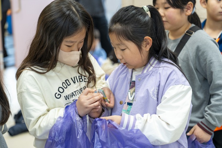 YTo1ODp7czo4OiJGaWxlTmFtZSI7czo0MDoiNTkxMTk5NzEtOTU3Ny00YjU3LWI1MDYtOTkzM2MxYWZiNWUxLmpwZyI7czoxMjoiRmlsZURhdGVUaW1lIjtpOjE3NjQzMTgxMDI7czo4OiJGaWxlU2l6ZSI7aToxMzkwNDM4O3M6ODoiRmlsZVR5cGUiO2k6MjtzOjg6Ik1pbWVUeXBlIjtzOjEwOiJpbWFnZS9qcGVnIjtzOjEzOiJTZWN0aW9uc0ZvdW5kIjtzOjMwOiJBTllfVEFHLCBJRkQwLCBUSFVNQk5BSUwsIEVYSUYiO3M6ODoiQ09NUFVURUQiO2E6OTp7czo0OiJodG1sIjtzOjI2OiJ3aWR0aD0iMTc1MiIgaGVpZ2h0PSIxMTY4IiI7czo2OiJIZWlnaHQiO2k6MTE2ODtzOjU6IldpZHRoIjtpOjE3NTI7czo3OiJJc0NvbG9yIjtpOjE7czoxNzoiQnl0ZU9yZGVyTW90b3JvbGEiO2k6MDtzOjE1OiJBcGVydHVyZUZOdW1iZXIiO3M6NToiZi8zLjIiO3M6OToiQ29weXJpZ2h0IjtzOjQ6IllBQkMiO3M6MTg6IlRodW1ibmFpbC5GaWxlVHlwZSI7aToyO3M6MTg6IlRodW1ibmFpbC5NaW1lVHlwZSI7czoxMDoiaW1hZ2UvanBlZyI7fXM6NDoiTWFrZSI7czo0OiJTT05ZIjtzOjU6Ik1vZGVsIjtzOjg6IklMQ0UtN000IjtzOjExOiJYUmVzb2x1dGlvbiI7czo1OiIyNDAvMSI7czoxMToiWVJlc29sdXRpb24iO3M6NToiMjQwLzEiO3M6MTQ6IlJlc29sdXRpb25Vbml0IjtpOjI7czo4OiJTb2Z0d2FyZSI7czo1MjoiQWRvYmUgUGhvdG9zaG9wIExpZ2h0cm9vbSBDbGFzc2ljIDE1LjAuMSAoTWFjaW50b3NoKSI7czo4OiJEYXRlVGltZSI7czoxOToiMjAyNToxMToyOCAxNzoxNTozOCI7czo2OiJBcnRpc3QiO3M6NzoiWUFCQ19TRyI7czo5OiJDb3B5cmlnaHQiO3M6NDoiWUFCQyI7czoxNjoiRXhpZl9JRkRfUG9pbnRlciI7aToyNTQ7czo5OiJUSFVNQk5BSUwiO2E6Njp7czoxMToiQ29tcHJlc3Npb24iO2k6NjtzOjExOiJYUmVzb2x1dGlvbiI7czo0OiI3Mi8xIjtzOjExOiJZUmVzb2x1dGlvbiI7czo0OiI3Mi8xIjtzOjE0OiJSZXNvbHV0aW9uVW5pdCI7aToyO3M6MjE6IkpQRUdJbnRlcmNoYW5nZUZvcm1hdCI7aToxMDQwO3M6Mjc6IkpQRUdJbnRlcmNoYW5nZUZvcm1hdExlbmd0aCI7aToxNjk1Mzt9czoxMjoiRXhwb3N1cmVUaW1lIjtzOjU6IjEvMTI1IjtzOjc6IkZOdW1iZXIiO3M6NToiMzIvMTAiO3M6MTU6IkV4cG9zdXJlUHJvZ3JhbSI7aToxO3M6MTU6IklTT1NwZWVkUmF0aW5ncyI7aTo2NDA7czoxOToiVW5kZWZpbmVkVGFnOjB4ODgzMCI7aToyO3M6MTk6IlVuZGVmaW5lZFRhZzoweDg4MzIiO2k6NjQwO3M6MTE6IkV4aWZWZXJzaW9uIjtzOjQ6IjAyMzIiO3M6MTY6IkRhdGVUaW1lT3JpZ2luYWwiO3M6MTk6IjIwMjU6MTE6MjMgMTI6MjM6MjgiO3M6MTc6IkRhdGVUaW1lRGlnaXRpemVkIjtzOjE5OiIyMDI1OjExOjIzIDEyOjIzOjI4IjtzOjE5OiJVbmRlZmluZWRUYWc6MHg5MDEwIjtzOjY6IiswOTowMCI7czoxOToiVW5kZWZpbmVkVGFnOjB4OTAxMSI7czo2OiIrMDk6MDAiO3M6MTk6IlVuZGVmaW5lZFRhZzoweDkwMTIiO3M6NjoiKzA5OjAwIjtzOjE3OiJTaHV0dGVyU3BlZWRWYWx1ZSI7czoxNToiNjk2NTc4NC8xMDAwMDAwIjtzOjEzOiJBcGVydHVyZVZhbHVlIjtzOjE1OiIzMzU2MTQ0LzEwMDAwMDAiO3M6MTU6IkJyaWdodG5lc3NWYWx1ZSI7czo5OiI2MDg0LzI1NjAiO3M6MTc6IkV4cG9zdXJlQmlhc1ZhbHVlIjtzOjQ6IjAvMTAiO3M6MTY6Ik1heEFwZXJ0dXJlVmFsdWUiO3M6NzoiNzYwLzI1NiI7czoxMjoiTWV0ZXJpbmdNb2RlIjtpOjU7czoxMToiTGlnaHRTb3VyY2UiO2k6MDtzOjU6IkZsYXNoIjtpOjE2O3M6MTE6IkZvY2FsTGVuZ3RoIjtzOjY6IjcwMC8xMCI7czoxODoiU3ViU2VjVGltZU9yaWdpbmFsIjtzOjM6IjQzOSI7czoxOToiU3ViU2VjVGltZURpZ2l0aXplZCI7czozOiI0MzkiO3M6MTA6IkNvbG9yU3BhY2UiO2k6NjU1MzU7czoyMToiRm9jYWxQbGFuZVhSZXNvbHV0aW9uIjtzOjE0OiI2NDQ0OTMzOS8zMjc2OCI7czoyMToiRm9jYWxQbGFuZVlSZXNvbHV0aW9uIjtzOjE0OiI2NDQ0OTMzOS8zMjc2OCI7czoyNDoiRm9jYWxQbGFuZVJlc29sdXRpb25Vbml0IjtpOjM7czoxMDoiRmlsZVNvdXJjZSI7czoxOiIDIjtzOjk6IlNjZW5lVHlwZSI7czoxOiIBIjtzOjE0OiJDdXN0b21SZW5kZXJlZCI7aTowO3M6MTI6IkV4cG9zdXJlTW9kZSI7aToxO3M6MTI6IldoaXRlQmFsYW5jZSI7aToxO3M6MTY6IkRpZ2l0YWxab29tUmF0aW8iO3M6NToiMTYvMTYiO3M6MjE6IkZvY2FsTGVuZ3RoSW4zNW1tRmlsbSI7aTo3MDtzOjE2OiJTY2VuZUNhcHR1cmVUeXBlIjtpOjA7czo4OiJDb250cmFzdCI7aTowO3M6MTA6IlNhdHVyYXRpb24iO2k6MDtzOjk6IlNoYXJwbmVzcyI7aTowO3M6MTk6IlVuZGVmaW5lZFRhZzoweEE0MzIiO2E6NDp7aTowO3M6NjoiMjQwLzEwIjtpOjE7czo2OiI3MDAvMTAiO2k6MjtzOjU6IjI4LzEwIjtpOjM7czo1OiIyOC8xMCI7fXM6MTk6IlVuZGVmaW5lZFRhZzoweEE0MzQiO3M6MjE6IkZFIDI0LTcwbW0gRjIuOCBHTSBJSSI7fQ==