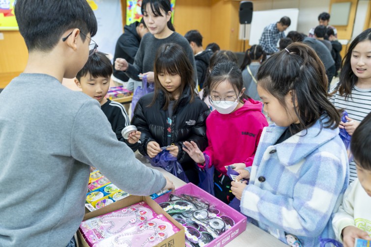 YTo1ODp7czo4OiJGaWxlTmFtZSI7czo0MDoiNzU4ZWE2Y2MtNTE1YS00M2FjLTk5NGItYjhmOTEzZWNiOGQwLmpwZyI7czoxMjoiRmlsZURhdGVUaW1lIjtpOjE3NjQzMTgxMDQ7czo4OiJGaWxlU2l6ZSI7aToxNTI1MDA2O3M6ODoiRmlsZVR5cGUiO2k6MjtzOjg6Ik1pbWVUeXBlIjtzOjEwOiJpbWFnZS9qcGVnIjtzOjEzOiJTZWN0aW9uc0ZvdW5kIjtzOjMwOiJBTllfVEFHLCBJRkQwLCBUSFVNQk5BSUwsIEVYSUYiO3M6ODoiQ09NUFVURUQiO2E6OTp7czo0OiJodG1sIjtzOjI2OiJ3aWR0aD0iMTc1MiIgaGVpZ2h0PSIxMTY4IiI7czo2OiJIZWlnaHQiO2k6MTE2ODtzOjU6IldpZHRoIjtpOjE3NTI7czo3OiJJc0NvbG9yIjtpOjE7czoxNzoiQnl0ZU9yZGVyTW90b3JvbGEiO2k6MDtzOjE1OiJBcGVydHVyZUZOdW1iZXIiO3M6NToiZi8zLjIiO3M6OToiQ29weXJpZ2h0IjtzOjQ6IllBQkMiO3M6MTg6IlRodW1ibmFpbC5GaWxlVHlwZSI7aToyO3M6MTg6IlRodW1ibmFpbC5NaW1lVHlwZSI7czoxMDoiaW1hZ2UvanBlZyI7fXM6NDoiTWFrZSI7czo0OiJTT05ZIjtzOjU6Ik1vZGVsIjtzOjg6IklMQ0UtN000IjtzOjExOiJYUmVzb2x1dGlvbiI7czo1OiIyNDAvMSI7czoxMToiWVJlc29sdXRpb24iO3M6NToiMjQwLzEiO3M6MTQ6IlJlc29sdXRpb25Vbml0IjtpOjI7czo4OiJTb2Z0d2FyZSI7czo1MjoiQWRvYmUgUGhvdG9zaG9wIExpZ2h0cm9vbSBDbGFzc2ljIDE1LjAuMSAoTWFjaW50b3NoKSI7czo4OiJEYXRlVGltZSI7czoxOToiMjAyNToxMToyOCAxNzoxNTo0OSI7czo2OiJBcnRpc3QiO3M6NzoiWUFCQ19TRyI7czo5OiJDb3B5cmlnaHQiO3M6NDoiWUFCQyI7czoxNjoiRXhpZl9JRkRfUG9pbnRlciI7aToyNTQ7czo5OiJUSFVNQk5BSUwiO2E6Njp7czoxMToiQ29tcHJlc3Npb24iO2k6NjtzOjExOiJYUmVzb2x1dGlvbiI7czo0OiI3Mi8xIjtzOjExOiJZUmVzb2x1dGlvbiI7czo0OiI3Mi8xIjtzOjE0OiJSZXNvbHV0aW9uVW5pdCI7aToyO3M6MjE6IkpQRUdJbnRlcmNoYW5nZUZvcm1hdCI7aToxMDQwO3M6Mjc6IkpQRUdJbnRlcmNoYW5nZUZvcm1hdExlbmd0aCI7aToyMDYzNDt9czoxMjoiRXhwb3N1cmVUaW1lIjtzOjU6IjEvMTI1IjtzOjc6IkZOdW1iZXIiO3M6NToiMzIvMTAiO3M6MTU6IkV4cG9zdXJlUHJvZ3JhbSI7aToxO3M6MTU6IklTT1NwZWVkUmF0aW5ncyI7aTo2NDA7czoxOToiVW5kZWZpbmVkVGFnOjB4ODgzMCI7aToyO3M6MTk6IlVuZGVmaW5lZFRhZzoweDg4MzIiO2k6NjQwO3M6MTE6IkV4aWZWZXJzaW9uIjtzOjQ6IjAyMzIiO3M6MTY6IkRhdGVUaW1lT3JpZ2luYWwiO3M6MTk6IjIwMjU6MTE6MjMgMTI6Mjg6MzMiO3M6MTc6IkRhdGVUaW1lRGlnaXRpemVkIjtzOjE5OiIyMDI1OjExOjIzIDEyOjI4OjMzIjtzOjE5OiJVbmRlZmluZWRUYWc6MHg5MDEwIjtzOjY6IiswOTowMCI7czoxOToiVW5kZWZpbmVkVGFnOjB4OTAxMSI7czo2OiIrMDk6MDAiO3M6MTk6IlVuZGVmaW5lZFRhZzoweDkwMTIiO3M6NjoiKzA5OjAwIjtzOjE3OiJTaHV0dGVyU3BlZWRWYWx1ZSI7czoxNToiNjk2NTc4NC8xMDAwMDAwIjtzOjEzOiJBcGVydHVyZVZhbHVlIjtzOjE1OiIzMzU2MTQ0LzEwMDAwMDAiO3M6MTU6IkJyaWdodG5lc3NWYWx1ZSI7czo5OiI2OTg0LzI1NjAiO3M6MTc6IkV4cG9zdXJlQmlhc1ZhbHVlIjtzOjQ6IjAvMTAiO3M6MTY6Ik1heEFwZXJ0dXJlVmFsdWUiO3M6NzoiNzYwLzI1NiI7czoxMjoiTWV0ZXJpbmdNb2RlIjtpOjU7czoxMToiTGlnaHRTb3VyY2UiO2k6MDtzOjU6IkZsYXNoIjtpOjE2O3M6MTE6IkZvY2FsTGVuZ3RoIjtzOjY6IjI2MC8xMCI7czoxODoiU3ViU2VjVGltZU9yaWdpbmFsIjtzOjM6Ijg2NiI7czoxOToiU3ViU2VjVGltZURpZ2l0aXplZCI7czozOiI4NjYiO3M6MTA6IkNvbG9yU3BhY2UiO2k6NjU1MzU7czoyMToiRm9jYWxQbGFuZVhSZXNvbHV0aW9uIjtzOjE0OiI2NDQ0OTMzOS8zMjc2OCI7czoyMToiRm9jYWxQbGFuZVlSZXNvbHV0aW9uIjtzOjE0OiI2NDQ0OTMzOS8zMjc2OCI7czoyNDoiRm9jYWxQbGFuZVJlc29sdXRpb25Vbml0IjtpOjM7czoxMDoiRmlsZVNvdXJjZSI7czoxOiIDIjtzOjk6IlNjZW5lVHlwZSI7czoxOiIBIjtzOjE0OiJDdXN0b21SZW5kZXJlZCI7aTowO3M6MTI6IkV4cG9zdXJlTW9kZSI7aToxO3M6MTI6IldoaXRlQmFsYW5jZSI7aToxO3M6MTY6IkRpZ2l0YWxab29tUmF0aW8iO3M6NToiMTYvMTYiO3M6MjE6IkZvY2FsTGVuZ3RoSW4zNW1tRmlsbSI7aToyNjtzOjE2OiJTY2VuZUNhcHR1cmVUeXBlIjtpOjA7czo4OiJDb250cmFzdCI7aTowO3M6MTA6IlNhdHVyYXRpb24iO2k6MDtzOjk6IlNoYXJwbmVzcyI7aTowO3M6MTk6IlVuZGVmaW5lZFRhZzoweEE0MzIiO2E6NDp7aTowO3M6NjoiMjQwLzEwIjtpOjE7czo2OiI3MDAvMTAiO2k6MjtzOjU6IjI4LzEwIjtpOjM7czo1OiIyOC8xMCI7fXM6MTk6IlVuZGVmaW5lZFRhZzoweEE0MzQiO3M6MjE6IkZFIDI0LTcwbW0gRjIuOCBHTSBJSSI7fQ==