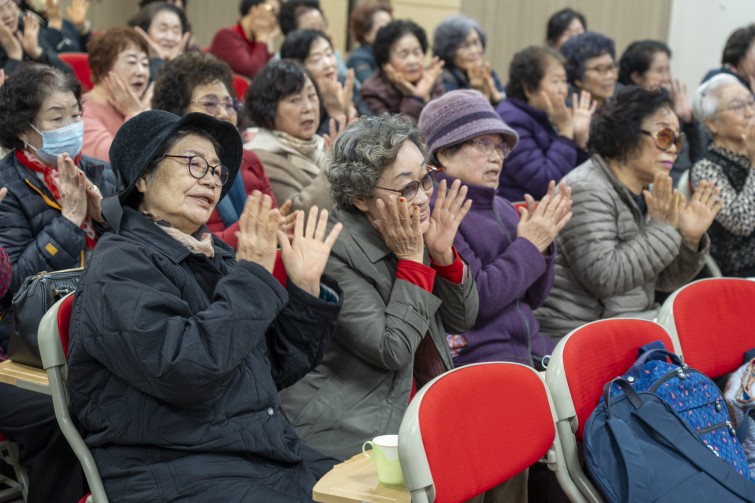 YTo1ODp7czo4OiJGaWxlTmFtZSI7czo0MDoiN2FlM2ExOTktYWNjNS00NTU1LWJjNWYtZGIyZjZhOTFmNWIzLmpwZyI7czoxMjoiRmlsZURhdGVUaW1lIjtpOjE3NjQzMTg1NTk7czo4OiJGaWxlU2l6ZSI7aToxNDQ3NDY3O3M6ODoiRmlsZVR5cGUiO2k6MjtzOjg6Ik1pbWVUeXBlIjtzOjEwOiJpbWFnZS9qcGVnIjtzOjEzOiJTZWN0aW9uc0ZvdW5kIjtzOjMwOiJBTllfVEFHLCBJRkQwLCBUSFVNQk5BSUwsIEVYSUYiO3M6ODoiQ09NUFVURUQiO2E6OTp7czo0OiJodG1sIjtzOjI2OiJ3aWR0aD0iMTc0NCIgaGVpZ2h0PSIxMTYzIiI7czo2OiJIZWlnaHQiO2k6MTE2MztzOjU6IldpZHRoIjtpOjE3NDQ7czo3OiJJc0NvbG9yIjtpOjE7czoxNzoiQnl0ZU9yZGVyTW90b3JvbGEiO2k6MDtzOjE1OiJBcGVydHVyZUZOdW1iZXIiO3M6NToiZi80LjAiO3M6OToiQ29weXJpZ2h0IjtzOjQ6IllBQkMiO3M6MTg6IlRodW1ibmFpbC5GaWxlVHlwZSI7aToyO3M6MTg6IlRodW1ibmFpbC5NaW1lVHlwZSI7czoxMDoiaW1hZ2UvanBlZyI7fXM6NDoiTWFrZSI7czo0OiJTT05ZIjtzOjU6Ik1vZGVsIjtzOjg6IklMQ0UtN000IjtzOjExOiJYUmVzb2x1dGlvbiI7czo1OiIyNDAvMSI7czoxMToiWVJlc29sdXRpb24iO3M6NToiMjQwLzEiO3M6MTQ6IlJlc29sdXRpb25Vbml0IjtpOjI7czo4OiJTb2Z0d2FyZSI7czo1MjoiQWRvYmUgUGhvdG9zaG9wIExpZ2h0cm9vbSBDbGFzc2ljIDE1LjAuMSAoTWFjaW50b3NoKSI7czo4OiJEYXRlVGltZSI7czoxOToiMjAyNToxMToyOCAxNzowMTo1NyI7czo2OiJBcnRpc3QiO3M6NzoiWUFCQ19TRyI7czo5OiJDb3B5cmlnaHQiO3M6NDoiWUFCQyI7czoxNjoiRXhpZl9JRkRfUG9pbnRlciI7aToyNTQ7czo5OiJUSFVNQk5BSUwiO2E6Njp7czoxMToiQ29tcHJlc3Npb24iO2k6NjtzOjExOiJYUmVzb2x1dGlvbiI7czo0OiI3Mi8xIjtzOjExOiJZUmVzb2x1dGlvbiI7czo0OiI3Mi8xIjtzOjE0OiJSZXNvbHV0aW9uVW5pdCI7aToyO3M6MjE6IkpQRUdJbnRlcmNoYW5nZUZvcm1hdCI7aToxMDQwO3M6Mjc6IkpQRUdJbnRlcmNoYW5nZUZvcm1hdExlbmd0aCI7aToxOTc1MDt9czoxMjoiRXhwb3N1cmVUaW1lIjtzOjQ6IjEvODAiO3M6NzoiRk51bWJlciI7czozOiI0LzEiO3M6MTU6IkV4cG9zdXJlUHJvZ3JhbSI7aToxO3M6MTU6IklTT1NwZWVkUmF0aW5ncyI7aTo2NDA7czoxOToiVW5kZWZpbmVkVGFnOjB4ODgzMCI7aToyO3M6MTk6IlVuZGVmaW5lZFRhZzoweDg4MzIiO2k6NjQwO3M6MTE6IkV4aWZWZXJzaW9uIjtzOjQ6IjAyMzIiO3M6MTY6IkRhdGVUaW1lT3JpZ2luYWwiO3M6MTk6IjIwMjU6MTE6MjggMTA6NDI6MTAiO3M6MTc6IkRhdGVUaW1lRGlnaXRpemVkIjtzOjE5OiIyMDI1OjExOjI4IDEwOjQyOjEwIjtzOjE5OiJVbmRlZmluZWRUYWc6MHg5MDEwIjtzOjY6IiswOTowMCI7czoxOToiVW5kZWZpbmVkVGFnOjB4OTAxMSI7czo2OiIrMDk6MDAiO3M6MTk6IlVuZGVmaW5lZFRhZzoweDkwMTIiO3M6NjoiKzA5OjAwIjtzOjE3OiJTaHV0dGVyU3BlZWRWYWx1ZSI7czoxNToiNjMyMTkyOC8xMDAwMDAwIjtzOjEzOiJBcGVydHVyZVZhbHVlIjtzOjM6IjQvMSI7czoxNToiQnJpZ2h0bmVzc1ZhbHVlIjtzOjk6IjI2NjQvMjU2MCI7czoxNzoiRXhwb3N1cmVCaWFzVmFsdWUiO3M6NDoiMC8xMCI7czoxNjoiTWF4QXBlcnR1cmVWYWx1ZSI7czo4OiIxMDI0LzI1NiI7czoxMjoiTWV0ZXJpbmdNb2RlIjtpOjU7czoxMToiTGlnaHRTb3VyY2UiO2k6MDtzOjU6IkZsYXNoIjtpOjE2O3M6MTE6IkZvY2FsTGVuZ3RoIjtzOjY6Ijc2MC8xMCI7czoxODoiU3ViU2VjVGltZU9yaWdpbmFsIjtzOjM6IjYxOSI7czoxOToiU3ViU2VjVGltZURpZ2l0aXplZCI7czozOiI2MTkiO3M6MTA6IkNvbG9yU3BhY2UiO2k6NjU1MzU7czoyMToiRm9jYWxQbGFuZVhSZXNvbHV0aW9uIjtzOjE0OiI2NDQ0OTMzOS8zMjc2OCI7czoyMToiRm9jYWxQbGFuZVlSZXNvbHV0aW9uIjtzOjE0OiI2NDQ0OTMzOS8zMjc2OCI7czoyNDoiRm9jYWxQbGFuZVJlc29sdXRpb25Vbml0IjtpOjM7czoxMDoiRmlsZVNvdXJjZSI7czoxOiIDIjtzOjk6IlNjZW5lVHlwZSI7czoxOiIBIjtzOjE0OiJDdXN0b21SZW5kZXJlZCI7aTowO3M6MTI6IkV4cG9zdXJlTW9kZSI7aToxO3M6MTI6IldoaXRlQmFsYW5jZSI7aToxO3M6MTY6IkRpZ2l0YWxab29tUmF0aW8iO3M6NToiMTYvMTYiO3M6MjE6IkZvY2FsTGVuZ3RoSW4zNW1tRmlsbSI7aTo3NjtzOjE2OiJTY2VuZUNhcHR1cmVUeXBlIjtpOjA7czo4OiJDb250cmFzdCI7aTowO3M6MTA6IlNhdHVyYXRpb24iO2k6MDtzOjk6IlNoYXJwbmVzcyI7aTowO3M6MTk6IlVuZGVmaW5lZFRhZzoweEE0MzIiO2E6NDp7aTowO3M6NjoiMjQwLzEwIjtpOjE7czo3OiIxMDUwLzEwIjtpOjI7czo1OiI0MC8xMCI7aTozO3M6NToiNDAvMTAiO31zOjE5OiJVbmRlZmluZWRUYWc6MHhBNDM0IjtzOjIwOiJGRSAyNC0xMDVtbSBGNCBHIE9TUyI7fQ==