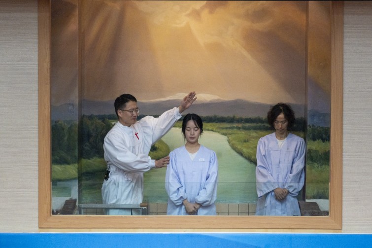 YTo1ODp7czo4OiJGaWxlTmFtZSI7czo0MDoiODBiOThhMDktOTM4Yy00Nzc2LTllNTctNmFkNzhjYmYwZDVhLmpwZyI7czoxMjoiRmlsZURhdGVUaW1lIjtpOjE3NjUxNjYxNjI7czo4OiJGaWxlU2l6ZSI7aToxOTIzMjk1O3M6ODoiRmlsZVR5cGUiO2k6MjtzOjg6Ik1pbWVUeXBlIjtzOjEwOiJpbWFnZS9qcGVnIjtzOjEzOiJTZWN0aW9uc0ZvdW5kIjtzOjMwOiJBTllfVEFHLCBJRkQwLCBUSFVNQk5BSUwsIEVYSUYiO3M6ODoiQ09NUFVURUQiO2E6OTp7czo0OiJodG1sIjtzOjI2OiJ3aWR0aD0iMTk3MCIgaGVpZ2h0PSIxMzEzIiI7czo2OiJIZWlnaHQiO2k6MTMxMztzOjU6IldpZHRoIjtpOjE5NzA7czo3OiJJc0NvbG9yIjtpOjE7czoxNzoiQnl0ZU9yZGVyTW90b3JvbGEiO2k6MDtzOjE1OiJBcGVydHVyZUZOdW1iZXIiO3M6NToiZi83LjEiO3M6OToiQ29weXJpZ2h0IjtzOjQ6IllBQkMiO3M6MTg6IlRodW1ibmFpbC5GaWxlVHlwZSI7aToyO3M6MTg6IlRodW1ibmFpbC5NaW1lVHlwZSI7czoxMDoiaW1hZ2UvanBlZyI7fXM6NDoiTWFrZSI7czo0OiJTT05ZIjtzOjU6Ik1vZGVsIjtzOjg6IklMQ0UtN000IjtzOjExOiJYUmVzb2x1dGlvbiI7czo1OiIyNDAvMSI7czoxMToiWVJlc29sdXRpb24iO3M6NToiMjQwLzEiO3M6MTQ6IlJlc29sdXRpb25Vbml0IjtpOjI7czo4OiJTb2Z0d2FyZSI7czo1MjoiQWRvYmUgUGhvdG9zaG9wIExpZ2h0cm9vbSBDbGFzc2ljIDE0LjEuMSAoTWFjaW50b3NoKSI7czo4OiJEYXRlVGltZSI7czoxOToiMjAyNToxMjowOCAwMTowODowOCI7czo2OiJBcnRpc3QiO3M6NzoiWUFCQ19TRyI7czo5OiJDb3B5cmlnaHQiO3M6NDoiWUFCQyI7czoxNjoiRXhpZl9JRkRfUG9pbnRlciI7aToyNTQ7czo5OiJUSFVNQk5BSUwiO2E6Njp7czoxMToiQ29tcHJlc3Npb24iO2k6NjtzOjExOiJYUmVzb2x1dGlvbiI7czo0OiI3Mi8xIjtzOjExOiJZUmVzb2x1dGlvbiI7czo0OiI3Mi8xIjtzOjE0OiJSZXNvbHV0aW9uVW5pdCI7aToyO3M6MjE6IkpQRUdJbnRlcmNoYW5nZUZvcm1hdCI7aToxMDQwO3M6Mjc6IkpQRUdJbnRlcmNoYW5nZUZvcm1hdExlbmd0aCI7aToxMjEyOTt9czoxMjoiRXhwb3N1cmVUaW1lIjtzOjU6IjEvMjUwIjtzOjc6IkZOdW1iZXIiO3M6NToiNzEvMTAiO3M6MTU6IkV4cG9zdXJlUHJvZ3JhbSI7aToxO3M6MTU6IklTT1NwZWVkUmF0aW5ncyI7aToyMDAwO3M6MTk6IlVuZGVmaW5lZFRhZzoweDg4MzAiO2k6MjtzOjE5OiJVbmRlZmluZWRUYWc6MHg4ODMyIjtpOjIwMDA7czoxMToiRXhpZlZlcnNpb24iO3M6NDoiMDIzMiI7czoxNjoiRGF0ZVRpbWVPcmlnaW5hbCI7czoxOToiMjAyNToxMjowNyAxNDo0MTozMSI7czoxNzoiRGF0ZVRpbWVEaWdpdGl6ZWQiO3M6MTk6IjIwMjU6MTI6MDcgMTQ6NDE6MzEiO3M6MTk6IlVuZGVmaW5lZFRhZzoweDkwMTAiO3M6NjoiKzA5OjAwIjtzOjE5OiJVbmRlZmluZWRUYWc6MHg5MDExIjtzOjY6IiswOTowMCI7czoxOToiVW5kZWZpbmVkVGFnOjB4OTAxMiI7czo2OiIrMDk6MDAiO3M6MTc6IlNodXR0ZXJTcGVlZFZhbHVlIjtzOjE1OiI3OTY1Nzg0LzEwMDAwMDAiO3M6MTM6IkFwZXJ0dXJlVmFsdWUiO3M6MTU6IjU2NTU2MzgvMTAwMDAwMCI7czoxNToiQnJpZ2h0bmVzc1ZhbHVlIjtzOjk6IjU0NzQvMjU2MCI7czoxNzoiRXhwb3N1cmVCaWFzVmFsdWUiO3M6NDoiMC8xMCI7czoxNjoiTWF4QXBlcnR1cmVWYWx1ZSI7czo4OiIxMDI0LzI1NiI7czoxMjoiTWV0ZXJpbmdNb2RlIjtpOjU7czoxMToiTGlnaHRTb3VyY2UiO2k6MDtzOjU6IkZsYXNoIjtpOjEzO3M6MTE6IkZvY2FsTGVuZ3RoIjtzOjc6IjIwMDAvMTAiO3M6MTg6IlN1YlNlY1RpbWVPcmlnaW5hbCI7czozOiI1ODIiO3M6MTk6IlN1YlNlY1RpbWVEaWdpdGl6ZWQiO3M6MzoiNTgyIjtzOjEwOiJDb2xvclNwYWNlIjtpOjY1NTM1O3M6MjE6IkZvY2FsUGxhbmVYUmVzb2x1dGlvbiI7czoxNDoiNjQ0NDkzMzkvMzI3NjgiO3M6MjE6IkZvY2FsUGxhbmVZUmVzb2x1dGlvbiI7czoxNDoiNjQ0NDkzMzkvMzI3NjgiO3M6MjQ6IkZvY2FsUGxhbmVSZXNvbHV0aW9uVW5pdCI7aTozO3M6MTA6IkZpbGVTb3VyY2UiO3M6MToiAyI7czo5OiJTY2VuZVR5cGUiO3M6MToiASI7czoxNDoiQ3VzdG9tUmVuZGVyZWQiO2k6MDtzOjEyOiJFeHBvc3VyZU1vZGUiO2k6MTtzOjEyOiJXaGl0ZUJhbGFuY2UiO2k6MTtzOjE2OiJEaWdpdGFsWm9vbVJhdGlvIjtzOjU6IjE2LzE2IjtzOjIxOiJGb2NhbExlbmd0aEluMzVtbUZpbG0iO2k6MjAwO3M6MTY6IlNjZW5lQ2FwdHVyZVR5cGUiO2k6MDtzOjg6IkNvbnRyYXN0IjtpOjA7czoxMDoiU2F0dXJhdGlvbiI7aTowO3M6OToiU2hhcnBuZXNzIjtpOjA7czoxOToiVW5kZWZpbmVkVGFnOjB4QTQzMiI7YTo0OntpOjA7czo2OiI3MDAvMTAiO2k6MTtzOjc6IjIwMDAvMTAiO2k6MjtzOjU6IjQwLzEwIjtpOjM7czo1OiI0MC8xMCI7fXM6MTk6IlVuZGVmaW5lZFRhZzoweEE0MzQiO3M6MjA6IkZFIDcwLTIwMG1tIEY0IEcgT1NTIjt9