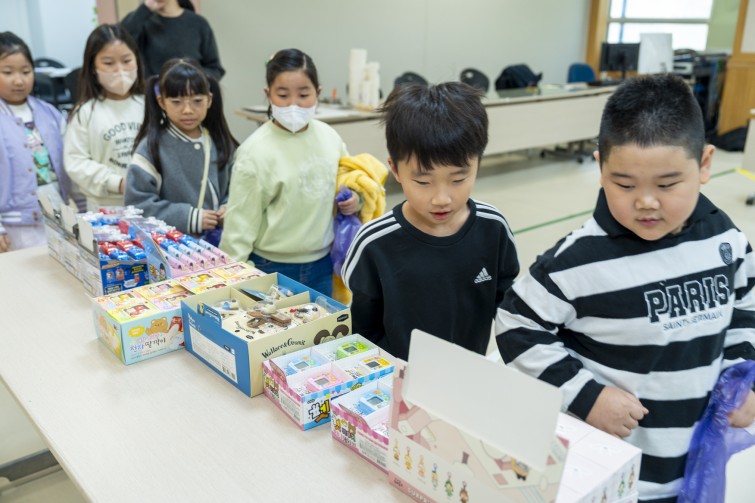 YTo1ODp7czo4OiJGaWxlTmFtZSI7czo0MDoiYzE3YmNkZjgtZmRjNS00MDMxLTg0NTItYzExODRmNTYyYWNlLmpwZyI7czoxMjoiRmlsZURhdGVUaW1lIjtpOjE3NjQzMTgxMDE7czo4OiJGaWxlU2l6ZSI7aToxMjQ2NDIxO3M6ODoiRmlsZVR5cGUiO2k6MjtzOjg6Ik1pbWVUeXBlIjtzOjEwOiJpbWFnZS9qcGVnIjtzOjEzOiJTZWN0aW9uc0ZvdW5kIjtzOjMwOiJBTllfVEFHLCBJRkQwLCBUSFVNQk5BSUwsIEVYSUYiO3M6ODoiQ09NUFVURUQiO2E6OTp7czo0OiJodG1sIjtzOjI2OiJ3aWR0aD0iMTc1MiIgaGVpZ2h0PSIxMTY4IiI7czo2OiJIZWlnaHQiO2k6MTE2ODtzOjU6IldpZHRoIjtpOjE3NTI7czo3OiJJc0NvbG9yIjtpOjE7czoxNzoiQnl0ZU9yZGVyTW90b3JvbGEiO2k6MDtzOjE1OiJBcGVydHVyZUZOdW1iZXIiO3M6NToiZi8zLjIiO3M6OToiQ29weXJpZ2h0IjtzOjQ6IllBQkMiO3M6MTg6IlRodW1ibmFpbC5GaWxlVHlwZSI7aToyO3M6MTg6IlRodW1ibmFpbC5NaW1lVHlwZSI7czoxMDoiaW1hZ2UvanBlZyI7fXM6NDoiTWFrZSI7czo0OiJTT05ZIjtzOjU6Ik1vZGVsIjtzOjg6IklMQ0UtN000IjtzOjExOiJYUmVzb2x1dGlvbiI7czo1OiIyNDAvMSI7czoxMToiWVJlc29sdXRpb24iO3M6NToiMjQwLzEiO3M6MTQ6IlJlc29sdXRpb25Vbml0IjtpOjI7czo4OiJTb2Z0d2FyZSI7czo1MjoiQWRvYmUgUGhvdG9zaG9wIExpZ2h0cm9vbSBDbGFzc2ljIDE1LjAuMSAoTWFjaW50b3NoKSI7czo4OiJEYXRlVGltZSI7czoxOToiMjAyNToxMToyOCAxNzoxNTozNCI7czo2OiJBcnRpc3QiO3M6NzoiWUFCQ19TRyI7czo5OiJDb3B5cmlnaHQiO3M6NDoiWUFCQyI7czoxNjoiRXhpZl9JRkRfUG9pbnRlciI7aToyNTQ7czo5OiJUSFVNQk5BSUwiO2E6Njp7czoxMToiQ29tcHJlc3Npb24iO2k6NjtzOjExOiJYUmVzb2x1dGlvbiI7czo0OiI3Mi8xIjtzOjExOiJZUmVzb2x1dGlvbiI7czo0OiI3Mi8xIjtzOjE0OiJSZXNvbHV0aW9uVW5pdCI7aToyO3M6MjE6IkpQRUdJbnRlcmNoYW5nZUZvcm1hdCI7aToxMDQwO3M6Mjc6IkpQRUdJbnRlcmNoYW5nZUZvcm1hdExlbmd0aCI7aToxODA0NTt9czoxMjoiRXhwb3N1cmVUaW1lIjtzOjU6IjEvMTI1IjtzOjc6IkZOdW1iZXIiO3M6NToiMzIvMTAiO3M6MTU6IkV4cG9zdXJlUHJvZ3JhbSI7aToxO3M6MTU6IklTT1NwZWVkUmF0aW5ncyI7aTo2NDA7czoxOToiVW5kZWZpbmVkVGFnOjB4ODgzMCI7aToyO3M6MTk6IlVuZGVmaW5lZFRhZzoweDg4MzIiO2k6NjQwO3M6MTE6IkV4aWZWZXJzaW9uIjtzOjQ6IjAyMzIiO3M6MTY6IkRhdGVUaW1lT3JpZ2luYWwiO3M6MTk6IjIwMjU6MTE6MjMgMTI6MjE6MzIiO3M6MTc6IkRhdGVUaW1lRGlnaXRpemVkIjtzOjE5OiIyMDI1OjExOjIzIDEyOjIxOjMyIjtzOjE5OiJVbmRlZmluZWRUYWc6MHg5MDEwIjtzOjY6IiswOTowMCI7czoxOToiVW5kZWZpbmVkVGFnOjB4OTAxMSI7czo2OiIrMDk6MDAiO3M6MTk6IlVuZGVmaW5lZFRhZzoweDkwMTIiO3M6NjoiKzA5OjAwIjtzOjE3OiJTaHV0dGVyU3BlZWRWYWx1ZSI7czoxNToiNjk2NTc4NC8xMDAwMDAwIjtzOjEzOiJBcGVydHVyZVZhbHVlIjtzOjE1OiIzMzU2MTQ0LzEwMDAwMDAiO3M6MTU6IkJyaWdodG5lc3NWYWx1ZSI7czo5OiI5ODc0LzI1NjAiO3M6MTc6IkV4cG9zdXJlQmlhc1ZhbHVlIjtzOjQ6IjAvMTAiO3M6MTY6Ik1heEFwZXJ0dXJlVmFsdWUiO3M6NzoiNzYwLzI1NiI7czoxMjoiTWV0ZXJpbmdNb2RlIjtpOjU7czoxMToiTGlnaHRTb3VyY2UiO2k6MDtzOjU6IkZsYXNoIjtpOjE2O3M6MTE6IkZvY2FsTGVuZ3RoIjtzOjY6IjM0MC8xMCI7czoxODoiU3ViU2VjVGltZU9yaWdpbmFsIjtzOjM6Ijg5MSI7czoxOToiU3ViU2VjVGltZURpZ2l0aXplZCI7czozOiI4OTEiO3M6MTA6IkNvbG9yU3BhY2UiO2k6NjU1MzU7czoyMToiRm9jYWxQbGFuZVhSZXNvbHV0aW9uIjtzOjE0OiI2NDQ0OTMzOS8zMjc2OCI7czoyMToiRm9jYWxQbGFuZVlSZXNvbHV0aW9uIjtzOjE0OiI2NDQ0OTMzOS8zMjc2OCI7czoyNDoiRm9jYWxQbGFuZVJlc29sdXRpb25Vbml0IjtpOjM7czoxMDoiRmlsZVNvdXJjZSI7czoxOiIDIjtzOjk6IlNjZW5lVHlwZSI7czoxOiIBIjtzOjE0OiJDdXN0b21SZW5kZXJlZCI7aTowO3M6MTI6IkV4cG9zdXJlTW9kZSI7aToxO3M6MTI6IldoaXRlQmFsYW5jZSI7aToxO3M6MTY6IkRpZ2l0YWxab29tUmF0aW8iO3M6NToiMTYvMTYiO3M6MjE6IkZvY2FsTGVuZ3RoSW4zNW1tRmlsbSI7aTozNDtzOjE2OiJTY2VuZUNhcHR1cmVUeXBlIjtpOjA7czo4OiJDb250cmFzdCI7aTowO3M6MTA6IlNhdHVyYXRpb24iO2k6MDtzOjk6IlNoYXJwbmVzcyI7aTowO3M6MTk6IlVuZGVmaW5lZFRhZzoweEE0MzIiO2E6NDp7aTowO3M6NjoiMjQwLzEwIjtpOjE7czo2OiI3MDAvMTAiO2k6MjtzOjU6IjI4LzEwIjtpOjM7czo1OiIyOC8xMCI7fXM6MTk6IlVuZGVmaW5lZFRhZzoweEE0MzQiO3M6MjE6IkZFIDI0LTcwbW0gRjIuOCBHTSBJSSI7fQ==