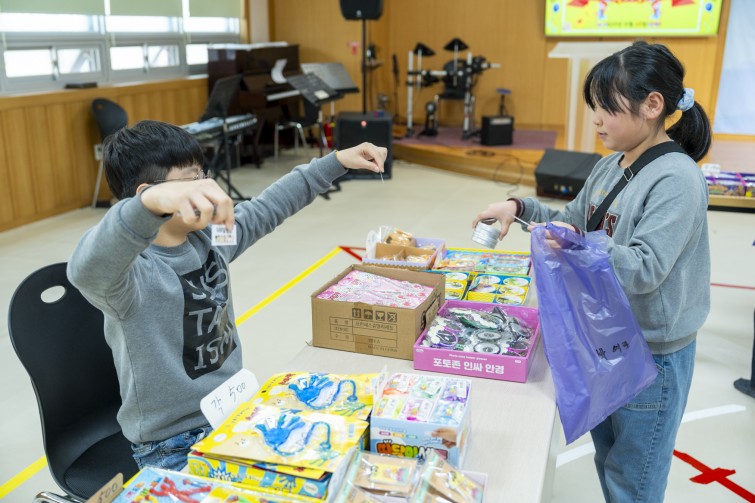 YTo1ODp7czo4OiJGaWxlTmFtZSI7czo0MDoiZmIwNDkyN2EtYmUwNy00NzZkLWI0ZDYtZGUwOTExMDAwNGM2LmpwZyI7czoxMjoiRmlsZURhdGVUaW1lIjtpOjE3NjQzMTgxMDI7czo4OiJGaWxlU2l6ZSI7aToxNDUwODU3O3M6ODoiRmlsZVR5cGUiO2k6MjtzOjg6Ik1pbWVUeXBlIjtzOjEwOiJpbWFnZS9qcGVnIjtzOjEzOiJTZWN0aW9uc0ZvdW5kIjtzOjMwOiJBTllfVEFHLCBJRkQwLCBUSFVNQk5BSUwsIEVYSUYiO3M6ODoiQ09NUFVURUQiO2E6OTp7czo0OiJodG1sIjtzOjI2OiJ3aWR0aD0iMTc1MiIgaGVpZ2h0PSIxMTY4IiI7czo2OiJIZWlnaHQiO2k6MTE2ODtzOjU6IldpZHRoIjtpOjE3NTI7czo3OiJJc0NvbG9yIjtpOjE7czoxNzoiQnl0ZU9yZGVyTW90b3JvbGEiO2k6MDtzOjE1OiJBcGVydHVyZUZOdW1iZXIiO3M6NToiZi8zLjIiO3M6OToiQ29weXJpZ2h0IjtzOjQ6IllBQkMiO3M6MTg6IlRodW1ibmFpbC5GaWxlVHlwZSI7aToyO3M6MTg6IlRodW1ibmFpbC5NaW1lVHlwZSI7czoxMDoiaW1hZ2UvanBlZyI7fXM6NDoiTWFrZSI7czo0OiJTT05ZIjtzOjU6Ik1vZGVsIjtzOjg6IklMQ0UtN000IjtzOjExOiJYUmVzb2x1dGlvbiI7czo1OiIyNDAvMSI7czoxMToiWVJlc29sdXRpb24iO3M6NToiMjQwLzEiO3M6MTQ6IlJlc29sdXRpb25Vbml0IjtpOjI7czo4OiJTb2Z0d2FyZSI7czo1MjoiQWRvYmUgUGhvdG9zaG9wIExpZ2h0cm9vbSBDbGFzc2ljIDE1LjAuMSAoTWFjaW50b3NoKSI7czo4OiJEYXRlVGltZSI7czoxOToiMjAyNToxMToyOCAxNzoxNTo0MSI7czo2OiJBcnRpc3QiO3M6NzoiWUFCQ19TRyI7czo5OiJDb3B5cmlnaHQiO3M6NDoiWUFCQyI7czoxNjoiRXhpZl9JRkRfUG9pbnRlciI7aToyNTQ7czo5OiJUSFVNQk5BSUwiO2E6Njp7czoxMToiQ29tcHJlc3Npb24iO2k6NjtzOjExOiJYUmVzb2x1dGlvbiI7czo0OiI3Mi8xIjtzOjExOiJZUmVzb2x1dGlvbiI7czo0OiI3Mi8xIjtzOjE0OiJSZXNvbHV0aW9uVW5pdCI7aToyO3M6MjE6IkpQRUdJbnRlcmNoYW5nZUZvcm1hdCI7aToxMDQwO3M6Mjc6IkpQRUdJbnRlcmNoYW5nZUZvcm1hdExlbmd0aCI7aToyMDMzMzt9czoxMjoiRXhwb3N1cmVUaW1lIjtzOjU6IjEvMTI1IjtzOjc6IkZOdW1iZXIiO3M6NToiMzIvMTAiO3M6MTU6IkV4cG9zdXJlUHJvZ3JhbSI7aToxO3M6MTU6IklTT1NwZWVkUmF0aW5ncyI7aTo2NDA7czoxOToiVW5kZWZpbmVkVGFnOjB4ODgzMCI7aToyO3M6MTk6IlVuZGVmaW5lZFRhZzoweDg4MzIiO2k6NjQwO3M6MTE6IkV4aWZWZXJzaW9uIjtzOjQ6IjAyMzIiO3M6MTY6IkRhdGVUaW1lT3JpZ2luYWwiO3M6MTk6IjIwMjU6MTE6MjMgMTI6Mjc6MTMiO3M6MTc6IkRhdGVUaW1lRGlnaXRpemVkIjtzOjE5OiIyMDI1OjExOjIzIDEyOjI3OjEzIjtzOjE5OiJVbmRlZmluZWRUYWc6MHg5MDEwIjtzOjY6IiswOTowMCI7czoxOToiVW5kZWZpbmVkVGFnOjB4OTAxMSI7czo2OiIrMDk6MDAiO3M6MTk6IlVuZGVmaW5lZFRhZzoweDkwMTIiO3M6NjoiKzA5OjAwIjtzOjE3OiJTaHV0dGVyU3BlZWRWYWx1ZSI7czoxNToiNjk2NTc4NC8xMDAwMDAwIjtzOjEzOiJBcGVydHVyZVZhbHVlIjtzOjE1OiIzMzU2MTQ0LzEwMDAwMDAiO3M6MTU6IkJyaWdodG5lc3NWYWx1ZSI7czo5OiI4NzY0LzI1NjAiO3M6MTc6IkV4cG9zdXJlQmlhc1ZhbHVlIjtzOjQ6IjAvMTAiO3M6MTY6Ik1heEFwZXJ0dXJlVmFsdWUiO3M6NzoiNzYwLzI1NiI7czoxMjoiTWV0ZXJpbmdNb2RlIjtpOjU7czoxMToiTGlnaHRTb3VyY2UiO2k6MDtzOjU6IkZsYXNoIjtpOjE2O3M6MTE6IkZvY2FsTGVuZ3RoIjtzOjY6IjM1MC8xMCI7czoxODoiU3ViU2VjVGltZU9yaWdpbmFsIjtzOjM6IjAzMCI7czoxOToiU3ViU2VjVGltZURpZ2l0aXplZCI7czozOiIwMzAiO3M6MTA6IkNvbG9yU3BhY2UiO2k6NjU1MzU7czoyMToiRm9jYWxQbGFuZVhSZXNvbHV0aW9uIjtzOjE0OiI2NDQ0OTMzOS8zMjc2OCI7czoyMToiRm9jYWxQbGFuZVlSZXNvbHV0aW9uIjtzOjE0OiI2NDQ0OTMzOS8zMjc2OCI7czoyNDoiRm9jYWxQbGFuZVJlc29sdXRpb25Vbml0IjtpOjM7czoxMDoiRmlsZVNvdXJjZSI7czoxOiIDIjtzOjk6IlNjZW5lVHlwZSI7czoxOiIBIjtzOjE0OiJDdXN0b21SZW5kZXJlZCI7aTowO3M6MTI6IkV4cG9zdXJlTW9kZSI7aToxO3M6MTI6IldoaXRlQmFsYW5jZSI7aToxO3M6MTY6IkRpZ2l0YWxab29tUmF0aW8iO3M6NToiMTYvMTYiO3M6MjE6IkZvY2FsTGVuZ3RoSW4zNW1tRmlsbSI7aTozNTtzOjE2OiJTY2VuZUNhcHR1cmVUeXBlIjtpOjA7czo4OiJDb250cmFzdCI7aTowO3M6MTA6IlNhdHVyYXRpb24iO2k6MDtzOjk6IlNoYXJwbmVzcyI7aTowO3M6MTk6IlVuZGVmaW5lZFRhZzoweEE0MzIiO2E6NDp7aTowO3M6NjoiMjQwLzEwIjtpOjE7czo2OiI3MDAvMTAiO2k6MjtzOjU6IjI4LzEwIjtpOjM7czo1OiIyOC8xMCI7fXM6MTk6IlVuZGVmaW5lZFRhZzoweEE0MzQiO3M6MjE6IkZFIDI0LTcwbW0gRjIuOCBHTSBJSSI7fQ==